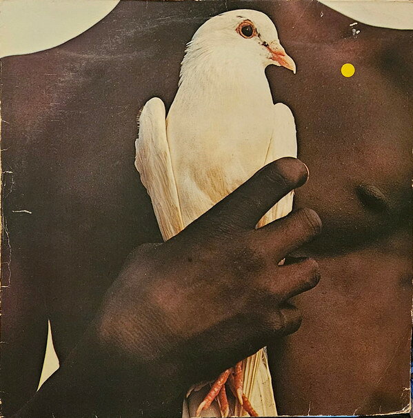 ・アーティスト Santana ・タイトル Santana's Greatest Hits ・レーベル・型番 CBS, CBS, CBS 69081 ・フォーマット LPレコード ・コンディション(盤) 可 (VG) ・コンディション(ジャケット) 可 (VG) ・コンディション(帯) オビなし ・特記事項 【盤に小さいキズ】【盤に目立った跡】【カバーにリングウェア】 サンプル画像です。実際の商品の画像ではありません 商品写真はバーコード/カタログ番号に対応したサンプル画像ですので、お送りする商品の画像ではありません。帯やライナーなどの付属品は、特記事項に記載されている場合のみ含まれます。プロモやカラーレコードなどの仕様についても、該当する場合のみ特記事項に記載しています。 【ご購入前に必ずご確認ください】 ・本店サイト(www.recordcity.jp)とは価格、送料が違います ・本店サイト、その他支店のオーダーとは同梱発送できません ・注文確定後に別の注文を頂いた場合、注文同士の同梱は致しかねます。 ・別倉庫から発送しているため、店頭受け渡しは対応しておりません ・一部商品は他の通販サイトでも販売しているため、ご注文のタイミングによっては商品のご用意ができない場合がございます。 ・土日祝日はお休みです 金曜・祝前日9時以降のご連絡またはご入金は、返答または発送が週明け・祝日明けに順次対応となります。 ・ご購入後のキャンセル不可 ご購入後のキャンセルはいかなる理由においてもお受けできません。ご了承の上、ご購入くださいませ。 ・日本郵便(ゆうパック/ゆうメール)によるお届けになります。 ・中古品であることをご理解ください 当ストアでは中古商品を主に販売しております。中古品であることをご理解の上ご購入ください。また、一部商品はRecordCityオンラインストアで試聴可能です。 ・返品について お客様のご都合による返品は一切承っておりません。 表記の内容と実際の商品に相違がある場合、また針飛び等で返品・返金をご希望される場合は、商品の到着後1週間以内にご連絡ください。商品の返送をこちらで確認後、キャンセル・返金を行います。 コンディションVG以下の商品は返品できません。プレイに影響のない表面のこすれ傷、プレス起因のノイズ盤は返品の対象外です。 【コンディション表記】 ・ほぼ新品(M-)(Like New) 完全な新品。未使用。当店ではほぼ使用しません ・非常に良い(EX)(Excellent) 中古盤として美品な状態。わずかな経年を感じるものの傷みを感じさせない、当店基準で最高の状態 ・良い(VG+)(Very Good Plus) 丁寧に扱われた中古品で、軽い使用感がみられる。 ・可(VG)(Acceptable) 使い込まれた中古品で、「良い」よりもさらに使用感がみられる。 ・悪い(VG-)(Bad) 状態が悪いアイテム。使用の保障はなく、再生不可、針飛び、目立つノイズがあるかもしれない。状態によるクレーム不可。返品不可。 ・非常に悪い(G)(Very Bad) 「悪い」よりさらに状態が悪いアイテム。使用の保障はなく、再生不可、針飛び、目立つノイズがあるかもしれない。状態によるクレーム不可。返品不可。 ・ジャンク(Fair)(Junk/Fair) 割れている、反っている、水ダメージがある、カビ、ジャケットが分離している、ひどい書き込み、ひどい擦れなど最低の状態。使用の保障はなく、再生不可、針飛び、目立つノイズがあるかもしれない。状態によるクレーム不可。返品不可。 ・ジャンク(Poor)(Junk/Poor) 割れている、反っている、水ダメージがある、カビ、ジャケットが分離している、ひどい書き込み、ひどい擦れなど最低の状態。使用の保障はなく、再生不可、針飛び、目立つノイズがあるかもしれない。状態によるクレーム不可。返品不可。