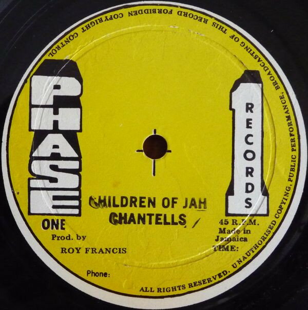 ・アーティスト The Chantells ・タイトル Children Of Jah / Desperate Time ・レーベル・型番 Phase One Records NONE ・フォーマット 12インチレコード ・コンディション(盤) 可 (VG) ・コンディション(ジャケット) ・コンディション(帯) オビなし ・特記事項 【盤にヘアライン】【盤に薄い跡】【レーベルに書き込み】【Flip Label】 サンプル画像です。実際の商品の画像ではありません 商品写真はバーコード/カタログ番号に対応したサンプル画像ですので、お送りする商品の画像ではありません。帯やライナーなどの付属品は、特記事項に記載されている場合のみ含まれます。プロモやカラーレコードなどの仕様についても、該当する場合のみ特記事項に記載しています。 【ご購入前に必ずご確認ください】 ・本店サイト(www.recordcity.jp)とは価格、送料が違います ・本店サイト、その他支店のオーダーとは同梱発送できません ・注文確定後に別の注文を頂いた場合、注文同士の同梱は致しかねます。 ・別倉庫から発送しているため、店頭受け渡しは対応しておりません ・一部商品は他の通販サイトでも販売しているため、ご注文のタイミングによっては商品のご用意ができない場合がございます。 ・土日祝日はお休みです 金曜・祝前日9時以降のご連絡またはご入金は、返答または発送が週明け・祝日明けに順次対応となります。 ・ご購入後のキャンセル不可 ご購入後のキャンセルはいかなる理由においてもお受けできません。ご了承の上、ご購入くださいませ。 ・日本郵便(ゆうパック/ゆうメール)によるお届けになります。 ・中古品であることをご理解ください 当ストアでは中古商品を主に販売しております。中古品であることをご理解の上ご購入ください。また、一部商品はRecordCityオンラインストアで試聴可能です。 ・返品について お客様のご都合による返品は一切承っておりません。 表記の内容と実際の商品に相違がある場合、また針飛び等で返品・返金をご希望される場合は、商品の到着後1週間以内にご連絡ください。商品の返送をこちらで確認後、キャンセル・返金を行います。 コンディションVG以下の商品は返品できません。プレイに影響のない表面のこすれ傷、プレス起因のノイズ盤は返品の対象外です。 【コンディション表記】 ・ほぼ新品(M-)(Like New) 完全な新品。未使用。当店ではほぼ使用しません ・非常に良い(EX)(Excellent) 中古盤として美品な状態。わずかな経年を感じるものの傷みを感じさせない、当店基準で最高の状態 ・良い(VG+)(Very Good Plus) 丁寧に扱われた中古品で、軽い使用感がみられる。 ・可(VG)(Acceptable) 使い込まれた中古品で、「良い」よりもさらに使用感がみられる。 ・悪い(VG-)(Bad) 状態が悪いアイテム。使用の保障はなく、再生不可、針飛び、目立つノイズがあるかもしれない。状態によるクレーム不可。返品不可。 ・非常に悪い(G)(Very Bad) 「悪い」よりさらに状態が悪いアイテム。使用の保障はなく、再生不可、針飛び、目立つノイズがあるかもしれない。状態によるクレーム不可。返品不可。 ・ジャンク(Fair)(Junk/Fair) 割れている、反っている、水ダメージがある、カビ、ジャケットが分離している、ひどい書き込み、ひどい擦れなど最低の状態。使用の保障はなく、再生不可、針飛び、目立つノイズがあるかもしれない。状態によるクレーム不可。返品不可。 ・ジャンク(Poor)(Junk/Poor) 割れている、反っている、水ダメージがある、カビ、ジャケットが分離している、ひどい書き込み、ひどい擦れなど最低の状態。使用の保障はなく、再生不可、針飛び、目立つノイズがあるかもしれない。状態によるクレーム不可。返品不可。
