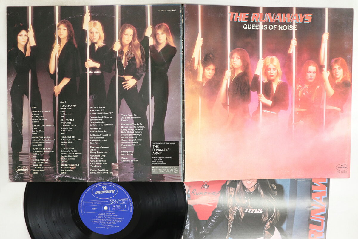 ・アーティスト Runaways ・タイトル Queens Of Noise ・レーベル・型番 MERCURY RJ7209 ・フォーマット LPレコード ・コンディション(盤) 良い (VG+) ・コンディション(ジャケット) 可 (VG) ・コンディション(帯) オビなし ・特記事項 【ライナー付き】 【カバーにキズ/ダメージ】【ライナー書き込み】 実際に発送される商品の画像です 【ご購入前に必ずご確認ください】 ・本店サイト(www.recordcity.jp)とは価格、送料が違います ・本店サイト、その他支店のオーダーとは同梱発送できません ・注文確定後に別の注文を頂いた場合、注文同士の同梱は致しかねます。 ・別倉庫から発送しているため、店頭受け渡しは対応しておりません ・一部商品は他の通販サイトでも販売しているため、ご注文のタイミングによっては商品のご用意ができない場合がございます。 ・土日祝日はお休みです 金曜・祝前日9時以降のご連絡またはご入金は、返答または発送が週明け・祝日明けに順次対応となります。 ・ご購入後のキャンセル不可 ご購入後のキャンセルはいかなる理由においてもお受けできません。ご了承の上、ご購入くださいませ。 ・日本郵便(ゆうパック/ゆうメール)によるお届けになります。 ・中古品であることをご理解ください 当ストアでは中古商品を主に販売しております。中古品であることをご理解の上ご購入ください。また、一部商品はRecordCityオンラインストアで試聴可能です。 ・返品について お客様のご都合による返品は一切承っておりません。 表記の内容と実際の商品に相違がある場合、また針飛び等で返品・返金をご希望される場合は、商品の到着後1週間以内にご連絡ください。商品の返送をこちらで確認後、キャンセル・返金を行います。 コンディションVG以下の商品は返品できません。プレイに影響のない表面のこすれ傷、プレス起因のノイズ盤は返品の対象外です。 【コンディション表記】 ・ほぼ新品(M-)(Like New) 完全な新品。未使用。当店ではほぼ使用しません ・非常に良い(EX)(Excellent) 中古盤として美品な状態。わずかな経年を感じるものの傷みを感じさせない、当店基準で最高の状態 ・良い(VG+)(Very Good Plus) 丁寧に扱われた中古品で、軽い使用感がみられる。 ・可(VG)(Acceptable) 使い込まれた中古品で、「良い」よりもさらに使用感がみられる。 ・悪い(VG-)(Bad) 状態が悪いアイテム。使用の保障はなく、再生不可、針飛び、目立つノイズがあるかもしれない。状態によるクレーム不可。返品不可。 ・非常に悪い(G)(Very Bad) 「悪い」よりさらに状態が悪いアイテム。使用の保障はなく、再生不可、針飛び、目立つノイズがあるかもしれない。状態によるクレーム不可。返品不可。 ・ジャンク(Fair)(Junk/Fair) 割れている、反っている、水ダメージがある、カビ、ジャケットが分離している、ひどい書き込み、ひどい擦れなど最低の状態。使用の保障はなく、再生不可、針飛び、目立つノイズがあるかもしれない。状態によるクレーム不可。返品不可。 ・ジャンク(Poor)(Junk/Poor) 割れている、反っている、水ダメージがある、カビ、ジャケットが分離している、ひどい書き込み、ひどい擦れなど最低の状態。使用の保障はなく、再生不可、針飛び、目立つノイズがあるかもしれない。状態によるクレーム不可。返品不可。