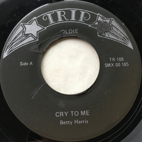 ・アーティスト Betty Harris ・タイトル Cry To Me / I'll Be A Liar ・レーベル・型番 TRIP TR108 ・フォーマット 7インチレコード ・コンディション(盤) 良い (VG+) ・コンディション(ジャケット) プレインカバー（元ジャケット／カバー無し） ・コンディション(帯) オビなし ・特記事項 【盤に薄い跡】 サンプル画像です。実際の商品の画像ではありません 商品写真はバーコード/カタログ番号に対応したサンプル画像ですので、お送りする商品の画像ではありません。帯やライナーなどの付属品は、特記事項に記載されている場合のみ含まれます。プロモやカラーレコードなどの仕様についても、該当する場合のみ特記事項に記載しています。 【ご購入前に必ずご確認ください】 ・本店サイト(www.recordcity.jp)とは価格、送料が違います ・本店サイト、その他支店のオーダーとは同梱発送できません ・注文確定後に別の注文を頂いた場合、注文同士の同梱は致しかねます。 ・別倉庫から発送しているため、店頭受け渡しは対応しておりません ・一部商品は他の通販サイトでも販売しているため、ご注文のタイミングによっては商品のご用意ができない場合がございます。 ・土日祝日はお休みです 金曜・祝前日9時以降のご連絡またはご入金は、返答または発送が週明け・祝日明けに順次対応となります。 ・ご購入後のキャンセル不可 ご購入後のキャンセルはいかなる理由においてもお受けできません。ご了承の上、ご購入くださいませ。 ・日本郵便(ゆうパック/ゆうメール)によるお届けになります。 ・中古品であることをご理解ください 当ストアでは中古商品を主に販売しております。中古品であることをご理解の上ご購入ください。また、一部商品はRecordCityオンラインストアで試聴可能です。 ・返品について お客様のご都合による返品は一切承っておりません。 表記の内容と実際の商品に相違がある場合、また針飛び等で返品・返金をご希望される場合は、商品の到着後1週間以内にご連絡ください。商品の返送をこちらで確認後、キャンセル・返金を行います。 コンディションVG以下の商品は返品できません。プレイに影響のない表面のこすれ傷、プレス起因のノイズ盤は返品の対象外です。 【コンディション表記】 ・ほぼ新品(M-)(Like New) 完全な新品。未使用。当店ではほぼ使用しません ・非常に良い(EX)(Excellent) 中古盤として美品な状態。わずかな経年を感じるものの傷みを感じさせない、当店基準で最高の状態 ・良い(VG+)(Very Good Plus) 丁寧に扱われた中古品で、軽い使用感がみられる。 ・可(VG)(Acceptable) 使い込まれた中古品で、「良い」よりもさらに使用感がみられる。 ・悪い(VG-)(Bad) 状態が悪いアイテム。使用の保障はなく、再生不可、針飛び、目立つノイズがあるかもしれない。状態によるクレーム不可。返品不可。 ・非常に悪い(G)(Very Bad) 「悪い」よりさらに状態が悪いアイテム。使用の保障はなく、再生不可、針飛び、目立つノイズがあるかもしれない。状態によるクレーム不可。返品不可。 ・ジャンク(Fair)(Junk/Fair) 割れている、反っている、水ダメージがある、カビ、ジャケットが分離している、ひどい書き込み、ひどい擦れなど最低の状態。使用の保障はなく、再生不可、針飛び、目立つノイズがあるかもしれない。状態によるクレーム不可。返品不可。 ・ジャンク(Poor)(Junk/Poor) 割れている、反っている、水ダメージがある、カビ、ジャケットが分離している、ひどい書き込み、ひどい擦れなど最低の状態。使用の保障はなく、再生不可、針飛び、目立つノイズがあるかもしれない。状態によるクレーム不可。返品不可。