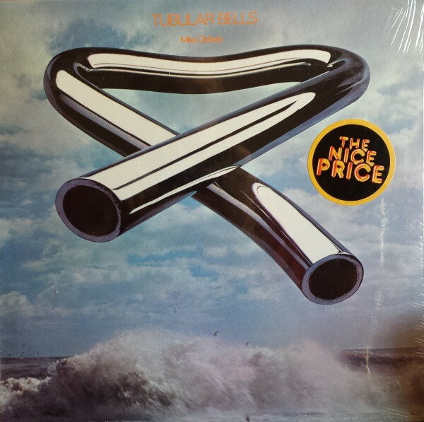 ・アーティスト Mike Oldfield ・タイトル Tubular Bells ・レーベル・型番 VIRGIN PE34116 ・フォーマット LPレコード ・コンディション(盤) 可 (VG) ・コンディション(ジャケット) 良い (VG+) ・コンディション(帯) オビなし ・特記事項 【カバーに軽い擦れ】【カバー折れ/しわ】【盤に目立った跡】 サンプル画像です。実際の商品の画像ではありません 商品写真はバーコード/カタログ番号に対応したサンプル画像ですので、お送りする商品の画像ではありません。帯やライナーなどの付属品は、特記事項に記載されている場合のみ含まれます。プロモやカラーレコードなどの仕様についても、該当する場合のみ特記事項に記載しています。 【ご購入前に必ずご確認ください】 ・本店サイト(www.recordcity.jp)とは価格、送料が違います ・本店サイト、その他支店のオーダーとは同梱発送できません ・注文確定後に別の注文を頂いた場合、注文同士の同梱は致しかねます。 ・別倉庫から発送しているため、店頭受け渡しは対応しておりません ・一部商品は他の通販サイトでも販売しているため、ご注文のタイミングによっては商品のご用意ができない場合がございます。 ・土日祝日はお休みです 金曜・祝前日9時以降のご連絡またはご入金は、返答または発送が週明け・祝日明けに順次対応となります。 ・ご購入後のキャンセル不可 ご購入後のキャンセルはいかなる理由においてもお受けできません。ご了承の上、ご購入くださいませ。 ・日本郵便(ゆうパック/ゆうメール)によるお届けになります。 ・中古品であることをご理解ください 当ストアでは中古商品を主に販売しております。中古品であることをご理解の上ご購入ください。また、一部商品はRecordCityオンラインストアで試聴可能です。 ・返品について お客様のご都合による返品は一切承っておりません。 表記の内容と実際の商品に相違がある場合、また針飛び等で返品・返金をご希望される場合は、商品の到着後1週間以内にご連絡ください。商品の返送をこちらで確認後、キャンセル・返金を行います。 コンディションVG以下の商品は返品できません。プレイに影響のない表面のこすれ傷、プレス起因のノイズ盤は返品の対象外です。 【コンディション表記】 ・ほぼ新品(M-)(Like New) 完全な新品。未使用。当店ではほぼ使用しません ・非常に良い(EX)(Excellent) 中古盤として美品な状態。わずかな経年を感じるものの傷みを感じさせない、当店基準で最高の状態 ・良い(VG+)(Very Good Plus) 丁寧に扱われた中古品で、軽い使用感がみられる。 ・可(VG)(Acceptable) 使い込まれた中古品で、「良い」よりもさらに使用感がみられる。 ・悪い(VG-)(Bad) 状態が悪いアイテム。使用の保障はなく、再生不可、針飛び、目立つノイズがあるかもしれない。状態によるクレーム不可。返品不可。 ・非常に悪い(G)(Very Bad) 「悪い」よりさらに状態が悪いアイテム。使用の保障はなく、再生不可、針飛び、目立つノイズがあるかもしれない。状態によるクレーム不可。返品不可。 ・ジャンク(Fair)(Junk/Fair) 割れている、反っている、水ダメージがある、カビ、ジャケットが分離している、ひどい書き込み、ひどい擦れなど最低の状態。使用の保障はなく、再生不可、針飛び、目立つノイズがあるかもしれない。状態によるクレーム不可。返品不可。 ・ジャンク(Poor)(Junk/Poor) 割れている、反っている、水ダメージがある、カビ、ジャケットが分離している、ひどい書き込み、ひどい擦れなど最低の状態。使用の保障はなく、再生不可、針飛び、目立つノイズがあるかもしれない。状態によるクレーム不可。返品不可。
