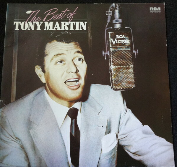 ・アーティスト Tony Martin ・タイトル The Best Of Tony Martin ・レーベル・型番 RCA International NL89468 ・フォーマット LPレコード ・コンディション(盤) 非常に良い(EX) ・コンディション(ジャケット) 良い (VG+) ・コンディション(帯) オビなし ・特記事項 サンプル画像です。実際の商品の画像ではありません 商品写真はバーコード/カタログ番号に対応したサンプル画像ですので、お送りする商品の画像ではありません。帯やライナーなどの付属品は、特記事項に記載されている場合のみ含まれます。プロモやカラーレコードなどの仕様についても、該当する場合のみ特記事項に記載しています。 【ご購入前に必ずご確認ください】 ・本店サイト(www.recordcity.jp)とは価格、送料が違います ・本店サイト、その他支店のオーダーとは同梱発送できません ・注文確定後に別の注文を頂いた場合、注文同士の同梱は致しかねます。 ・別倉庫から発送しているため、店頭受け渡しは対応しておりません ・一部商品は他の通販サイトでも販売しているため、ご注文のタイミングによっては商品のご用意ができない場合がございます。 ・土日祝日はお休みです 金曜・祝前日9時以降のご連絡またはご入金は、返答または発送が週明け・祝日明けに順次対応となります。 ・ご購入後のキャンセル不可 ご購入後のキャンセルはいかなる理由においてもお受けできません。ご了承の上、ご購入くださいませ。 ・日本郵便(ゆうパック/ゆうメール)によるお届けになります。 ・中古品であることをご理解ください 当ストアでは中古商品を主に販売しております。中古品であることをご理解の上ご購入ください。また、一部商品はRecordCityオンラインストアで試聴可能です。 ・返品について お客様のご都合による返品は一切承っておりません。 表記の内容と実際の商品に相違がある場合、また針飛び等で返品・返金をご希望される場合は、商品の到着後1週間以内にご連絡ください。商品の返送をこちらで確認後、キャンセル・返金を行います。 コンディションVG以下の商品は返品できません。プレイに影響のない表面のこすれ傷、プレス起因のノイズ盤は返品の対象外です。 【コンディション表記】 ・ほぼ新品(M-)(Like New) 完全な新品。未使用。当店ではほぼ使用しません ・非常に良い(EX)(Excellent) 中古盤として美品な状態。わずかな経年を感じるものの傷みを感じさせない、当店基準で最高の状態 ・良い(VG+)(Very Good Plus) 丁寧に扱われた中古品で、軽い使用感がみられる。 ・可(VG)(Acceptable) 使い込まれた中古品で、「良い」よりもさらに使用感がみられる。 ・悪い(VG-)(Bad) 状態が悪いアイテム。使用の保障はなく、再生不可、針飛び、目立つノイズがあるかもしれない。状態によるクレーム不可。返品不可。 ・非常に悪い(G)(Very Bad) 「悪い」よりさらに状態が悪いアイテム。使用の保障はなく、再生不可、針飛び、目立つノイズがあるかもしれない。状態によるクレーム不可。返品不可。 ・ジャンク(Fair)(Junk/Fair) 割れている、反っている、水ダメージがある、カビ、ジャケットが分離している、ひどい書き込み、ひどい擦れなど最低の状態。使用の保障はなく、再生不可、針飛び、目立つノイズがあるかもしれない。状態によるクレーム不可。返品不可。 ・ジャンク(Poor)(Junk/Poor) 割れている、反っている、水ダメージがある、カビ、ジャケットが分離している、ひどい書き込み、ひどい擦れなど最低の状態。使用の保障はなく、再生不可、針飛び、目立つノイズがあるかもしれない。状態によるクレーム不可。返品不可。