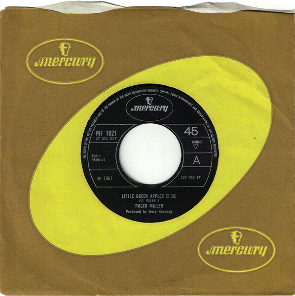 ・アーティスト Roger Miller ・タイトル Little Green Apples ・レーベル・型番 Mercury, Mercury MF1021 ・フォーマット 7インチレコード ・コンディション(盤) 良い (VG+) ・コンディション(ジャケット) プレインカバー（元ジャケット／カバー無し） ・コンディション(帯) オビなし ・特記事項 【盤に浅い跡】【盤に小さいキズ】 サンプル画像です。実際の商品の画像ではありません 商品写真はバーコード/カタログ番号に対応したサンプル画像ですので、お送りする商品の画像ではありません。帯やライナーなどの付属品は、特記事項に記載されている場合のみ含まれます。プロモやカラーレコードなどの仕様についても、該当する場合のみ特記事項に記載しています。 【ご購入前に必ずご確認ください】 ・本店サイト(www.recordcity.jp)とは価格、送料が違います ・本店サイト、その他支店のオーダーとは同梱発送できません ・注文確定後に別の注文を頂いた場合、注文同士の同梱は致しかねます。 ・別倉庫から発送しているため、店頭受け渡しは対応しておりません ・一部商品は他の通販サイトでも販売しているため、ご注文のタイミングによっては商品のご用意ができない場合がございます。 ・土日祝日はお休みです 金曜・祝前日9時以降のご連絡またはご入金は、返答または発送が週明け・祝日明けに順次対応となります。 ・ご購入後のキャンセル不可 ご購入後のキャンセルはいかなる理由においてもお受けできません。ご了承の上、ご購入くださいませ。 ・日本郵便(ゆうパック/ゆうメール)によるお届けになります。 ・中古品であることをご理解ください 当ストアでは中古商品を主に販売しております。中古品であることをご理解の上ご購入ください。また、一部商品はRecordCityオンラインストアで試聴可能です。 ・返品について お客様のご都合による返品は一切承っておりません。 表記の内容と実際の商品に相違がある場合、また針飛び等で返品・返金をご希望される場合は、商品の到着後1週間以内にご連絡ください。商品の返送をこちらで確認後、キャンセル・返金を行います。 コンディションVG以下の商品は返品できません。プレイに影響のない表面のこすれ傷、プレス起因のノイズ盤は返品の対象外です。 【コンディション表記】 ・ほぼ新品(M-)(Like New) 完全な新品。未使用。当店ではほぼ使用しません ・非常に良い(EX)(Excellent) 中古盤として美品な状態。わずかな経年を感じるものの傷みを感じさせない、当店基準で最高の状態 ・良い(VG+)(Very Good Plus) 丁寧に扱われた中古品で、軽い使用感がみられる。 ・可(VG)(Acceptable) 使い込まれた中古品で、「良い」よりもさらに使用感がみられる。 ・悪い(VG-)(Bad) 状態が悪いアイテム。使用の保障はなく、再生不可、針飛び、目立つノイズがあるかもしれない。状態によるクレーム不可。返品不可。 ・非常に悪い(G)(Very Bad) 「悪い」よりさらに状態が悪いアイテム。使用の保障はなく、再生不可、針飛び、目立つノイズがあるかもしれない。状態によるクレーム不可。返品不可。 ・ジャンク(Fair)(Junk/Fair) 割れている、反っている、水ダメージがある、カビ、ジャケットが分離している、ひどい書き込み、ひどい擦れなど最低の状態。使用の保障はなく、再生不可、針飛び、目立つノイズがあるかもしれない。状態によるクレーム不可。返品不可。 ・ジャンク(Poor)(Junk/Poor) 割れている、反っている、水ダメージがある、カビ、ジャケットが分離している、ひどい書き込み、ひどい擦れなど最低の状態。使用の保障はなく、再生不可、針飛び、目立つノイズがあるかもしれない。状態によるクレーム不可。返品不可。