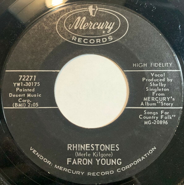 ・アーティスト Faron Young ・タイトル Rhinestones / Old Courthouse ・レーベル・型番 Mercury 72271 ・フォーマット 7インチレコード ・コンディション(盤) 可 (VG) ・コンディション(ジャケット) プレインカバー（元ジャケット／カバー無し） ・コンディション(帯) オビなし ・特記事項 【盤に小さいキズ】【カバー汚れ】 サンプル画像です。実際の商品の画像ではありません 商品写真はバーコード/カタログ番号に対応したサンプル画像ですので、お送りする商品の画像ではありません。帯やライナーなどの付属品は、特記事項に記載されている場合のみ含まれます。プロモやカラーレコードなどの仕様についても、該当する場合のみ特記事項に記載しています。 【ご購入前に必ずご確認ください】 ・本店サイト(www.recordcity.jp)とは価格、送料が違います ・本店サイト、その他支店のオーダーとは同梱発送できません ・注文確定後に別の注文を頂いた場合、注文同士の同梱は致しかねます。 ・別倉庫から発送しているため、店頭受け渡しは対応しておりません ・一部商品は他の通販サイトでも販売しているため、ご注文のタイミングによっては商品のご用意ができない場合がございます。 ・土日祝日はお休みです 金曜・祝前日9時以降のご連絡またはご入金は、返答または発送が週明け・祝日明けに順次対応となります。 ・ご購入後のキャンセル不可 ご購入後のキャンセルはいかなる理由においてもお受けできません。ご了承の上、ご購入くださいませ。 ・日本郵便(ゆうパック/ゆうメール)によるお届けになります。 ・中古品であることをご理解ください 当ストアでは中古商品を主に販売しております。中古品であることをご理解の上ご購入ください。また、一部商品はRecordCityオンラインストアで試聴可能です。 ・返品について お客様のご都合による返品は一切承っておりません。 表記の内容と実際の商品に相違がある場合、また針飛び等で返品・返金をご希望される場合は、商品の到着後1週間以内にご連絡ください。商品の返送をこちらで確認後、キャンセル・返金を行います。 コンディションVG以下の商品は返品できません。プレイに影響のない表面のこすれ傷、プレス起因のノイズ盤は返品の対象外です。 【コンディション表記】 ・ほぼ新品(M-)(Like New) 完全な新品。未使用。当店ではほぼ使用しません ・非常に良い(EX)(Excellent) 中古盤として美品な状態。わずかな経年を感じるものの傷みを感じさせない、当店基準で最高の状態 ・良い(VG+)(Very Good Plus) 丁寧に扱われた中古品で、軽い使用感がみられる。 ・可(VG)(Acceptable) 使い込まれた中古品で、「良い」よりもさらに使用感がみられる。 ・悪い(VG-)(Bad) 状態が悪いアイテム。使用の保障はなく、再生不可、針飛び、目立つノイズがあるかもしれない。状態によるクレーム不可。返品不可。 ・非常に悪い(G)(Very Bad) 「悪い」よりさらに状態が悪いアイテム。使用の保障はなく、再生不可、針飛び、目立つノイズがあるかもしれない。状態によるクレーム不可。返品不可。 ・ジャンク(Fair)(Junk/Fair) 割れている、反っている、水ダメージがある、カビ、ジャケットが分離している、ひどい書き込み、ひどい擦れなど最低の状態。使用の保障はなく、再生不可、針飛び、目立つノイズがあるかもしれない。状態によるクレーム不可。返品不可。 ・ジャンク(Poor)(Junk/Poor) 割れている、反っている、水ダメージがある、カビ、ジャケットが分離している、ひどい書き込み、ひどい擦れなど最低の状態。使用の保障はなく、再生不可、針飛び、目立つノイズがあるかもしれない。状態によるクレーム不可。返品不可。
