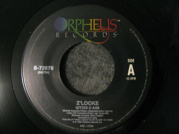 ・アーティスト Z'Looke ・タイトル Gitchi U ・レーベル・型番 Orpheus Records B72678 ・フォーマット 7インチレコード ・コンディション(盤) 可 (VG) ・コンディション(ジャケット) プレインカバー（元ジャケット／カバー無し） ・コンディション(帯) オビなし ・特記事項 【盤汚れ】【盤に薄い跡】【company sleeve】 サンプル画像です。実際の商品の画像ではありません 商品写真はバーコード/カタログ番号に対応したサンプル画像ですので、お送りする商品の画像ではありません。帯やライナーなどの付属品は、特記事項に記載されている場合のみ含まれます。プロモやカラーレコードなどの仕様についても、該当する場合のみ特記事項に記載しています。 【ご購入前に必ずご確認ください】 ・本店サイト(www.recordcity.jp)とは価格、送料が違います ・本店サイト、その他支店のオーダーとは同梱発送できません ・注文確定後に別の注文を頂いた場合、注文同士の同梱は致しかねます。 ・別倉庫から発送しているため、店頭受け渡しは対応しておりません ・一部商品は他の通販サイトでも販売しているため、ご注文のタイミングによっては商品のご用意ができない場合がございます。 ・土日祝日はお休みです 金曜・祝前日9時以降のご連絡またはご入金は、返答または発送が週明け・祝日明けに順次対応となります。 ・ご購入後のキャンセル不可 ご購入後のキャンセルはいかなる理由においてもお受けできません。ご了承の上、ご購入くださいませ。 ・日本郵便(ゆうパック/ゆうメール)によるお届けになります。 ・中古品であることをご理解ください 当ストアでは中古商品を主に販売しております。中古品であることをご理解の上ご購入ください。また、一部商品はRecordCityオンラインストアで試聴可能です。 ・返品について お客様のご都合による返品は一切承っておりません。 表記の内容と実際の商品に相違がある場合、また針飛び等で返品・返金をご希望される場合は、商品の到着後1週間以内にご連絡ください。商品の返送をこちらで確認後、キャンセル・返金を行います。 コンディションVG以下の商品は返品できません。プレイに影響のない表面のこすれ傷、プレス起因のノイズ盤は返品の対象外です。 【コンディション表記】 ・ほぼ新品(M-)(Like New) 完全な新品。未使用。当店ではほぼ使用しません ・非常に良い(EX)(Excellent) 中古盤として美品な状態。わずかな経年を感じるものの傷みを感じさせない、当店基準で最高の状態 ・良い(VG+)(Very Good Plus) 丁寧に扱われた中古品で、軽い使用感がみられる。 ・可(VG)(Acceptable) 使い込まれた中古品で、「良い」よりもさらに使用感がみられる。 ・悪い(VG-)(Bad) 状態が悪いアイテム。使用の保障はなく、再生不可、針飛び、目立つノイズがあるかもしれない。状態によるクレーム不可。返品不可。 ・非常に悪い(G)(Very Bad) 「悪い」よりさらに状態が悪いアイテム。使用の保障はなく、再生不可、針飛び、目立つノイズがあるかもしれない。状態によるクレーム不可。返品不可。 ・ジャンク(Fair)(Junk/Fair) 割れている、反っている、水ダメージがある、カビ、ジャケットが分離している、ひどい書き込み、ひどい擦れなど最低の状態。使用の保障はなく、再生不可、針飛び、目立つノイズがあるかもしれない。状態によるクレーム不可。返品不可。 ・ジャンク(Poor)(Junk/Poor) 割れている、反っている、水ダメージがある、カビ、ジャケットが分離している、ひどい書き込み、ひどい擦れなど最低の状態。使用の保障はなく、再生不可、針飛び、目立つノイズがあるかもしれない。状態によるクレーム不可。返品不可。