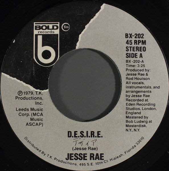・アーティスト Jesse Rae ・タイトル D.E.S.I.R.E. ・レーベル・型番 Bold Records BX202 ・フォーマット 7インチレコード ・コンディション(盤) 可 (VG) ・コンディション(ジャケット) プレインカバー（元ジャケット／カバー無し） ・コンディション(帯) オビなし ・特記事項 サンプル画像です。実際の商品の画像ではありません 商品写真はバーコード/カタログ番号に対応したサンプル画像ですので、お送りする商品の画像ではありません。帯やライナーなどの付属品は、特記事項に記載されている場合のみ含まれます。プロモやカラーレコードなどの仕様についても、該当する場合のみ特記事項に記載しています。 【ご購入前に必ずご確認ください】 ・本店サイト(www.recordcity.jp)とは価格、送料が違います ・本店サイト、その他支店のオーダーとは同梱発送できません ・注文確定後に別の注文を頂いた場合、注文同士の同梱は致しかねます。 ・別倉庫から発送しているため、店頭受け渡しは対応しておりません ・一部商品は他の通販サイトでも販売しているため、ご注文のタイミングによっては商品のご用意ができない場合がございます。 ・土日祝日はお休みです 金曜・祝前日9時以降のご連絡またはご入金は、返答または発送が週明け・祝日明けに順次対応となります。 ・ご購入後のキャンセル不可 ご購入後のキャンセルはいかなる理由においてもお受けできません。ご了承の上、ご購入くださいませ。 ・日本郵便(ゆうパック/ゆうメール)によるお届けになります。 ・中古品であることをご理解ください 当ストアでは中古商品を主に販売しております。中古品であることをご理解の上ご購入ください。また、一部商品はRecordCityオンラインストアで試聴可能です。 ・返品について お客様のご都合による返品は一切承っておりません。 表記の内容と実際の商品に相違がある場合、また針飛び等で返品・返金をご希望される場合は、商品の到着後1週間以内にご連絡ください。商品の返送をこちらで確認後、キャンセル・返金を行います。 コンディションVG以下の商品は返品できません。プレイに影響のない表面のこすれ傷、プレス起因のノイズ盤は返品の対象外です。 【コンディション表記】 ・ほぼ新品(M-)(Like New) 完全な新品。未使用。当店ではほぼ使用しません ・非常に良い(EX)(Excellent) 中古盤として美品な状態。わずかな経年を感じるものの傷みを感じさせない、当店基準で最高の状態 ・良い(VG+)(Very Good Plus) 丁寧に扱われた中古品で、軽い使用感がみられる。 ・可(VG)(Acceptable) 使い込まれた中古品で、「良い」よりもさらに使用感がみられる。 ・悪い(VG-)(Bad) 状態が悪いアイテム。使用の保障はなく、再生不可、針飛び、目立つノイズがあるかもしれない。状態によるクレーム不可。返品不可。 ・非常に悪い(G)(Very Bad) 「悪い」よりさらに状態が悪いアイテム。使用の保障はなく、再生不可、針飛び、目立つノイズがあるかもしれない。状態によるクレーム不可。返品不可。 ・ジャンク(Fair)(Junk/Fair) 割れている、反っている、水ダメージがある、カビ、ジャケットが分離している、ひどい書き込み、ひどい擦れなど最低の状態。使用の保障はなく、再生不可、針飛び、目立つノイズがあるかもしれない。状態によるクレーム不可。返品不可。 ・ジャンク(Poor)(Junk/Poor) 割れている、反っている、水ダメージがある、カビ、ジャケットが分離している、ひどい書き込み、ひどい擦れなど最低の状態。使用の保障はなく、再生不可、針飛び、目立つノイズがあるかもしれない。状態によるクレーム不可。返品不可。