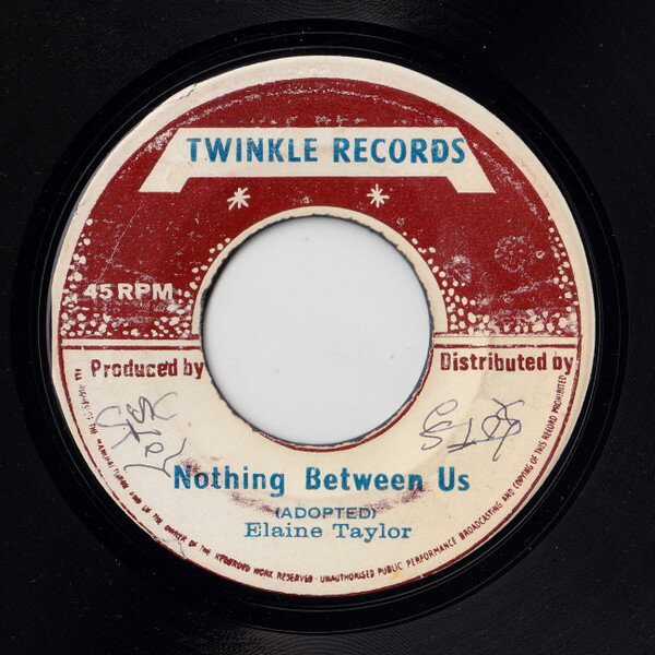 ・アーティスト Elaine Taylor ・タイトル Nothing Between Us ・レーベル・型番 Twinkle Records NONE ・フォーマット 7インチレコード ・コンディション(盤) 良い (VG+) ・コンディション(ジャケット) ・コンディション(帯) オビなし ・特記事項 【レーベルにスタンプ】【盤に短いヘアライン】【SEW】 サンプル画像です。実際の商品の画像ではありません 商品写真はバーコード/カタログ番号に対応したサンプル画像ですので、お送りする商品の画像ではありません。帯やライナーなどの付属品は、特記事項に記載されている場合のみ含まれます。プロモやカラーレコードなどの仕様についても、該当する場合のみ特記事項に記載しています。 【ご購入前に必ずご確認ください】 ・本店サイト(www.recordcity.jp)とは価格、送料が違います ・本店サイト、その他支店のオーダーとは同梱発送できません ・注文確定後に別の注文を頂いた場合、注文同士の同梱は致しかねます。 ・別倉庫から発送しているため、店頭受け渡しは対応しておりません ・一部商品は他の通販サイトでも販売しているため、ご注文のタイミングによっては商品のご用意ができない場合がございます。 ・土日祝日はお休みです 金曜・祝前日9時以降のご連絡またはご入金は、返答または発送が週明け・祝日明けに順次対応となります。 ・ご購入後のキャンセル不可 ご購入後のキャンセルはいかなる理由においてもお受けできません。ご了承の上、ご購入くださいませ。 ・日本郵便(ゆうパック/ゆうメール)によるお届けになります。 ・中古品であることをご理解ください 当ストアでは中古商品を主に販売しております。中古品であることをご理解の上ご購入ください。また、一部商品はRecordCityオンラインストアで試聴可能です。 ・返品について お客様のご都合による返品は一切承っておりません。 表記の内容と実際の商品に相違がある場合、また針飛び等で返品・返金をご希望される場合は、商品の到着後1週間以内にご連絡ください。商品の返送をこちらで確認後、キャンセル・返金を行います。 コンディションVG以下の商品は返品できません。プレイに影響のない表面のこすれ傷、プレス起因のノイズ盤は返品の対象外です。 【コンディション表記】 ・ほぼ新品(M-)(Like New) 完全な新品。未使用。当店ではほぼ使用しません ・非常に良い(EX)(Excellent) 中古盤として美品な状態。わずかな経年を感じるものの傷みを感じさせない、当店基準で最高の状態 ・良い(VG+)(Very Good Plus) 丁寧に扱われた中古品で、軽い使用感がみられる。 ・可(VG)(Acceptable) 使い込まれた中古品で、「良い」よりもさらに使用感がみられる。 ・悪い(VG-)(Bad) 状態が悪いアイテム。使用の保障はなく、再生不可、針飛び、目立つノイズがあるかもしれない。状態によるクレーム不可。返品不可。 ・非常に悪い(G)(Very Bad) 「悪い」よりさらに状態が悪いアイテム。使用の保障はなく、再生不可、針飛び、目立つノイズがあるかもしれない。状態によるクレーム不可。返品不可。 ・ジャンク(Fair)(Junk/Fair) 割れている、反っている、水ダメージがある、カビ、ジャケットが分離している、ひどい書き込み、ひどい擦れなど最低の状態。使用の保障はなく、再生不可、針飛び、目立つノイズがあるかもしれない。状態によるクレーム不可。返品不可。 ・ジャンク(Poor)(Junk/Poor) 割れている、反っている、水ダメージがある、カビ、ジャケットが分離している、ひどい書き込み、ひどい擦れなど最低の状態。使用の保障はなく、再生不可、針飛び、目立つノイズがあるかもしれない。状態によるクレーム不可。返品不可。