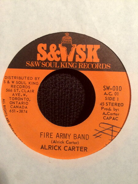 ・アーティスト Alrick Carter ・タイトル Fire Army Band ・レーベル・型番 S&W Soul King Records SW010 ・フォーマット 7インチレコード ・コンディション(盤) 可 (VG) ・コンディション(ジャケット) ・コンディション(帯) オビなし ・特記事項 【盤に小さいキズ】【盤に薄い跡】【SWOL/SEW/SLD】 サンプル画像です。実際の商品の画像ではありません 商品写真はバーコード/カタログ番号に対応したサンプル画像ですので、お送りする商品の画像ではありません。帯やライナーなどの付属品は、特記事項に記載されている場合のみ含まれます。プロモやカラーレコードなどの仕様についても、該当する場合のみ特記事項に記載しています。 【ご購入前に必ずご確認ください】 ・本店サイト(www.recordcity.jp)とは価格、送料が違います ・本店サイト、その他支店のオーダーとは同梱発送できません ・注文確定後に別の注文を頂いた場合、注文同士の同梱は致しかねます。 ・別倉庫から発送しているため、店頭受け渡しは対応しておりません ・一部商品は他の通販サイトでも販売しているため、ご注文のタイミングによっては商品のご用意ができない場合がございます。 ・土日祝日はお休みです 金曜・祝前日9時以降のご連絡またはご入金は、返答または発送が週明け・祝日明けに順次対応となります。 ・ご購入後のキャンセル不可 ご購入後のキャンセルはいかなる理由においてもお受けできません。ご了承の上、ご購入くださいませ。 ・日本郵便(ゆうパック/ゆうメール)によるお届けになります。 ・中古品であることをご理解ください 当ストアでは中古商品を主に販売しております。中古品であることをご理解の上ご購入ください。また、一部商品はRecordCityオンラインストアで試聴可能です。 ・返品について お客様のご都合による返品は一切承っておりません。 表記の内容と実際の商品に相違がある場合、また針飛び等で返品・返金をご希望される場合は、商品の到着後1週間以内にご連絡ください。商品の返送をこちらで確認後、キャンセル・返金を行います。 コンディションVG以下の商品は返品できません。プレイに影響のない表面のこすれ傷、プレス起因のノイズ盤は返品の対象外です。 【コンディション表記】 ・ほぼ新品(M-)(Like New) 完全な新品。未使用。当店ではほぼ使用しません ・非常に良い(EX)(Excellent) 中古盤として美品な状態。わずかな経年を感じるものの傷みを感じさせない、当店基準で最高の状態 ・良い(VG+)(Very Good Plus) 丁寧に扱われた中古品で、軽い使用感がみられる。 ・可(VG)(Acceptable) 使い込まれた中古品で、「良い」よりもさらに使用感がみられる。 ・悪い(VG-)(Bad) 状態が悪いアイテム。使用の保障はなく、再生不可、針飛び、目立つノイズがあるかもしれない。状態によるクレーム不可。返品不可。 ・非常に悪い(G)(Very Bad) 「悪い」よりさらに状態が悪いアイテム。使用の保障はなく、再生不可、針飛び、目立つノイズがあるかもしれない。状態によるクレーム不可。返品不可。 ・ジャンク(Fair)(Junk/Fair) 割れている、反っている、水ダメージがある、カビ、ジャケットが分離している、ひどい書き込み、ひどい擦れなど最低の状態。使用の保障はなく、再生不可、針飛び、目立つノイズがあるかもしれない。状態によるクレーム不可。返品不可。 ・ジャンク(Poor)(Junk/Poor) 割れている、反っている、水ダメージがある、カビ、ジャケットが分離している、ひどい書き込み、ひどい擦れなど最低の状態。使用の保障はなく、再生不可、針飛び、目立つノイズがあるかもしれない。状態によるクレーム不可。返品不可。