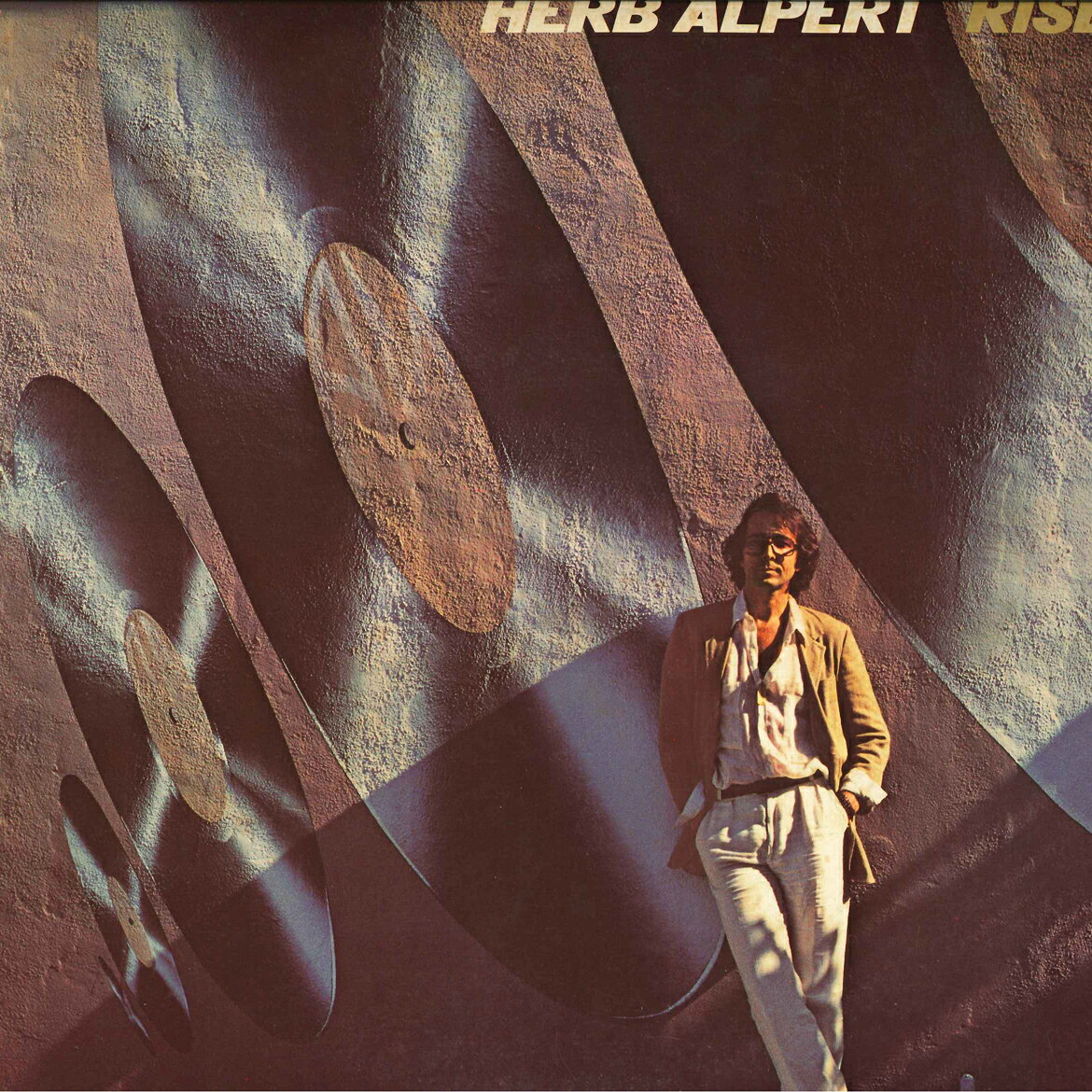 ・アーティスト Herb Alpert ・タイトル Rise ・レーベル・型番 A&M AMP6071 ・フォーマット LPレコード ・コンディション(盤) 良い (VG+) ・コンディション(ジャケット) 非常に良い(EX) ・コンディション(帯) オビなし ・特記事項 【ライナー付き】 【盤に薄い跡】【ライナー汚れ】 サンプル画像です。実際の商品の画像ではありません 商品写真はバーコード/カタログ番号に対応したサンプル画像ですので、お送りする商品の画像ではありません。帯やライナーなどの付属品は、特記事項に記載されている場合のみ含まれます。プロモやカラーレコードなどの仕様についても、該当する場合のみ特記事項に記載しています。 【ご購入前に必ずご確認ください】 ・本店サイト(www.recordcity.jp)とは価格、送料が違います ・本店サイト、その他支店のオーダーとは同梱発送できません ・注文確定後に別の注文を頂いた場合、注文同士の同梱は致しかねます。 ・別倉庫から発送しているため、店頭受け渡しは対応しておりません ・一部商品は他の通販サイトでも販売しているため、ご注文のタイミングによっては商品のご用意ができない場合がございます。 ・土日祝日はお休みです 金曜・祝前日9時以降のご連絡またはご入金は、返答または発送が週明け・祝日明けに順次対応となります。 ・ご購入後のキャンセル不可 ご購入後のキャンセルはいかなる理由においてもお受けできません。ご了承の上、ご購入くださいませ。 ・日本郵便(ゆうパック/ゆうメール)によるお届けになります。 ・中古品であることをご理解ください 当ストアでは中古商品を主に販売しております。中古品であることをご理解の上ご購入ください。また、一部商品はRecordCityオンラインストアで試聴可能です。 ・返品について お客様のご都合による返品は一切承っておりません。 表記の内容と実際の商品に相違がある場合、また針飛び等で返品・返金をご希望される場合は、商品の到着後1週間以内にご連絡ください。商品の返送をこちらで確認後、キャンセル・返金を行います。 コンディションVG以下の商品は返品できません。プレイに影響のない表面のこすれ傷、プレス起因のノイズ盤は返品の対象外です。 【コンディション表記】 ・ほぼ新品(M-)(Like New) 完全な新品。未使用。当店ではほぼ使用しません ・非常に良い(EX)(Excellent) 中古盤として美品な状態。わずかな経年を感じるものの傷みを感じさせない、当店基準で最高の状態 ・良い(VG+)(Very Good Plus) 丁寧に扱われた中古品で、軽い使用感がみられる。 ・可(VG)(Acceptable) 使い込まれた中古品で、「良い」よりもさらに使用感がみられる。 ・悪い(VG-)(Bad) 状態が悪いアイテム。使用の保障はなく、再生不可、針飛び、目立つノイズがあるかもしれない。状態によるクレーム不可。返品不可。 ・非常に悪い(G)(Very Bad) 「悪い」よりさらに状態が悪いアイテム。使用の保障はなく、再生不可、針飛び、目立つノイズがあるかもしれない。状態によるクレーム不可。返品不可。 ・ジャンク(Fair)(Junk/Fair) 割れている、反っている、水ダメージがある、カビ、ジャケットが分離している、ひどい書き込み、ひどい擦れなど最低の状態。使用の保障はなく、再生不可、針飛び、目立つノイズがあるかもしれない。状態によるクレーム不可。返品不可。 ・ジャンク(Poor)(Junk/Poor) 割れている、反っている、水ダメージがある、カビ、ジャケットが分離している、ひどい書き込み、ひどい擦れなど最低の状態。使用の保障はなく、再生不可、針飛び、目立つノイズがあるかもしれない。状態によるクレーム不可。返品不可。