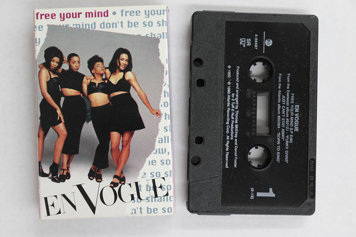 ・アーティスト En Vogue ・タイトル Free Your Mind ・レーベル・型番 EASTWEST RECORDS AMERICA 498487 ・フォーマット カセットテープ ・コンディション(盤) 良い (VG+) ・コンディション(ジャケット) 良い (VG+) ・コンディション(帯) オビなし ・特記事項 実際に発送される商品の画像です 【ご購入前に必ずご確認ください】 ・本店サイト(www.recordcity.jp)とは価格、送料が違います ・本店サイト、その他支店のオーダーとは同梱発送できません ・注文確定後に別の注文を頂いた場合、注文同士の同梱は致しかねます。 ・別倉庫から発送しているため、店頭受け渡しは対応しておりません ・一部商品は他の通販サイトでも販売しているため、ご注文のタイミングによっては商品のご用意ができない場合がございます。 ・土日祝日はお休みです 金曜・祝前日9時以降のご連絡またはご入金は、返答または発送が週明け・祝日明けに順次対応となります。 ・ご購入後のキャンセル不可 ご購入後のキャンセルはいかなる理由においてもお受けできません。ご了承の上、ご購入くださいませ。 ・日本郵便(ゆうパック/ゆうメール)によるお届けになります。 ・中古品であることをご理解ください 当ストアでは中古商品を主に販売しております。中古品であることをご理解の上ご購入ください。また、一部商品はRecordCityオンラインストアで試聴可能です。 ・返品について お客様のご都合による返品は一切承っておりません。 表記の内容と実際の商品に相違がある場合、また針飛び等で返品・返金をご希望される場合は、商品の到着後1週間以内にご連絡ください。商品の返送をこちらで確認後、キャンセル・返金を行います。 コンディションVG以下の商品は返品できません。プレイに影響のない表面のこすれ傷、プレス起因のノイズ盤は返品の対象外です。 【コンディション表記】 ・ほぼ新品(M-)(Like New) 完全な新品。未使用。当店ではほぼ使用しません ・非常に良い(EX)(Excellent) 中古盤として美品な状態。わずかな経年を感じるものの傷みを感じさせない、当店基準で最高の状態 ・良い(VG+)(Very Good Plus) 丁寧に扱われた中古品で、軽い使用感がみられる。 ・可(VG)(Acceptable) 使い込まれた中古品で、「良い」よりもさらに使用感がみられる。 ・悪い(VG-)(Bad) 状態が悪いアイテム。使用の保障はなく、再生不可、針飛び、目立つノイズがあるかもしれない。状態によるクレーム不可。返品不可。 ・非常に悪い(G)(Very Bad) 「悪い」よりさらに状態が悪いアイテム。使用の保障はなく、再生不可、針飛び、目立つノイズがあるかもしれない。状態によるクレーム不可。返品不可。 ・ジャンク(Fair)(Junk/Fair) 割れている、反っている、水ダメージがある、カビ、ジャケットが分離している、ひどい書き込み、ひどい擦れなど最低の状態。使用の保障はなく、再生不可、針飛び、目立つノイズがあるかもしれない。状態によるクレーム不可。返品不可。 ・ジャンク(Poor)(Junk/Poor) 割れている、反っている、水ダメージがある、カビ、ジャケットが分離している、ひどい書き込み、ひどい擦れなど最低の状態。使用の保障はなく、再生不可、針飛び、目立つノイズがあるかもしれない。状態によるクレーム不可。返品不可。