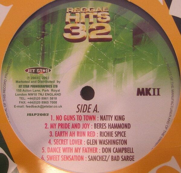 ・アーティスト Various ・タイトル Reggae Hits Volume 32 ・レーベル・型番 Jet Star UK JSLP2082 ・フォーマット LPレコード ・コンディション(盤) 新品 (M) ・コンディション(ジャケット) ・コンディション(帯) オビなし ・特記事項 サンプル画像です。実際の商品の画像ではありません 商品写真はバーコード/カタログ番号に対応したサンプル画像ですので、お送りする商品の画像ではありません。帯やライナーなどの付属品は、特記事項に記載されている場合のみ含まれます。プロモやカラーレコードなどの仕様についても、該当する場合のみ特記事項に記載しています。 【ご購入前に必ずご確認ください】 ・本店サイト(www.recordcity.jp)とは価格、送料が違います ・本店サイト、その他支店のオーダーとは同梱発送できません ・注文確定後に別の注文を頂いた場合、注文同士の同梱は致しかねます。 ・別倉庫から発送しているため、店頭受け渡しは対応しておりません ・一部商品は他の通販サイトでも販売しているため、ご注文のタイミングによっては商品のご用意ができない場合がございます。 ・土日祝日はお休みです 金曜・祝前日9時以降のご連絡またはご入金は、返答または発送が週明け・祝日明けに順次対応となります。 ・ご購入後のキャンセル不可 ご購入後のキャンセルはいかなる理由においてもお受けできません。ご了承の上、ご購入くださいませ。 ・日本郵便(ゆうパック/ゆうメール)によるお届けになります。 ・中古品であることをご理解ください 当ストアでは中古商品を主に販売しております。中古品であることをご理解の上ご購入ください。また、一部商品はRecordCityオンラインストアで試聴可能です。 ・返品について お客様のご都合による返品は一切承っておりません。 表記の内容と実際の商品に相違がある場合、また針飛び等で返品・返金をご希望される場合は、商品の到着後1週間以内にご連絡ください。商品の返送をこちらで確認後、キャンセル・返金を行います。 コンディションVG以下の商品は返品できません。プレイに影響のない表面のこすれ傷、プレス起因のノイズ盤は返品の対象外です。 【コンディション表記】 ・ほぼ新品(M-)(Like New) 完全な新品。未使用。当店ではほぼ使用しません ・非常に良い(EX)(Excellent) 中古盤として美品な状態。わずかな経年を感じるものの傷みを感じさせない、当店基準で最高の状態 ・良い(VG+)(Very Good Plus) 丁寧に扱われた中古品で、軽い使用感がみられる。 ・可(VG)(Acceptable) 使い込まれた中古品で、「良い」よりもさらに使用感がみられる。 ・悪い(VG-)(Bad) 状態が悪いアイテム。使用の保障はなく、再生不可、針飛び、目立つノイズがあるかもしれない。状態によるクレーム不可。返品不可。 ・非常に悪い(G)(Very Bad) 「悪い」よりさらに状態が悪いアイテム。使用の保障はなく、再生不可、針飛び、目立つノイズがあるかもしれない。状態によるクレーム不可。返品不可。 ・ジャンク(Fair)(Junk/Fair) 割れている、反っている、水ダメージがある、カビ、ジャケットが分離している、ひどい書き込み、ひどい擦れなど最低の状態。使用の保障はなく、再生不可、針飛び、目立つノイズがあるかもしれない。状態によるクレーム不可。返品不可。 ・ジャンク(Poor)(Junk/Poor) 割れている、反っている、水ダメージがある、カビ、ジャケットが分離している、ひどい書き込み、ひどい擦れなど最低の状態。使用の保障はなく、再生不可、針飛び、目立つノイズがあるかもしれない。状態によるクレーム不可。返品不可。