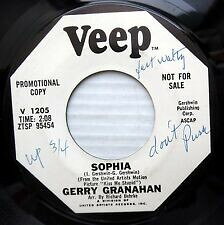 ・アーティスト Gerry Granahan ・タイトル Sophia / All The Live Long Day ・レーベル・型番 Veep V1205PROMO ・フォーマット 7インチレコード ・コンディション(盤) 良い (VG+) ・コンディション(ジャケット) プレインカバー（元ジャケット／カバー無し） ・コンディション(帯) オビなし ・特記事項 【プロモ盤】 サンプル画像です。実際の商品の画像ではありません 商品写真はバーコード/カタログ番号に対応したサンプル画像ですので、お送りする商品の画像ではありません。帯やライナーなどの付属品は、特記事項に記載されている場合のみ含まれます。プロモやカラーレコードなどの仕様についても、該当する場合のみ特記事項に記載しています。 【ご購入前に必ずご確認ください】 ・本店サイト(www.recordcity.jp)とは価格、送料が違います ・本店サイト、その他支店のオーダーとは同梱発送できません ・注文確定後に別の注文を頂いた場合、注文同士の同梱は致しかねます。 ・別倉庫から発送しているため、店頭受け渡しは対応しておりません ・一部商品は他の通販サイトでも販売しているため、ご注文のタイミングによっては商品のご用意ができない場合がございます。 ・土日祝日はお休みです 金曜・祝前日9時以降のご連絡またはご入金は、返答または発送が週明け・祝日明けに順次対応となります。 ・ご購入後のキャンセル不可 ご購入後のキャンセルはいかなる理由においてもお受けできません。ご了承の上、ご購入くださいませ。 ・日本郵便(ゆうパック/ゆうメール)によるお届けになります。 ・中古品であることをご理解ください 当ストアでは中古商品を主に販売しております。中古品であることをご理解の上ご購入ください。また、一部商品はRecordCityオンラインストアで試聴可能です。 ・返品について お客様のご都合による返品は一切承っておりません。 表記の内容と実際の商品に相違がある場合、また針飛び等で返品・返金をご希望される場合は、商品の到着後1週間以内にご連絡ください。商品の返送をこちらで確認後、キャンセル・返金を行います。 コンディションVG以下の商品は返品できません。プレイに影響のない表面のこすれ傷、プレス起因のノイズ盤は返品の対象外です。 【コンディション表記】 ・ほぼ新品(M-)(Like New) 完全な新品。未使用。当店ではほぼ使用しません ・非常に良い(EX)(Excellent) 中古盤として美品な状態。わずかな経年を感じるものの傷みを感じさせない、当店基準で最高の状態 ・良い(VG+)(Very Good Plus) 丁寧に扱われた中古品で、軽い使用感がみられる。 ・可(VG)(Acceptable) 使い込まれた中古品で、「良い」よりもさらに使用感がみられる。 ・悪い(VG-)(Bad) 状態が悪いアイテム。使用の保障はなく、再生不可、針飛び、目立つノイズがあるかもしれない。状態によるクレーム不可。返品不可。 ・非常に悪い(G)(Very Bad) 「悪い」よりさらに状態が悪いアイテム。使用の保障はなく、再生不可、針飛び、目立つノイズがあるかもしれない。状態によるクレーム不可。返品不可。 ・ジャンク(Fair)(Junk/Fair) 割れている、反っている、水ダメージがある、カビ、ジャケットが分離している、ひどい書き込み、ひどい擦れなど最低の状態。使用の保障はなく、再生不可、針飛び、目立つノイズがあるかもしれない。状態によるクレーム不可。返品不可。 ・ジャンク(Poor)(Junk/Poor) 割れている、反っている、水ダメージがある、カビ、ジャケットが分離している、ひどい書き込み、ひどい擦れなど最低の状態。使用の保障はなく、再生不可、針飛び、目立つノイズがあるかもしれない。状態によるクレーム不可。返品不可。