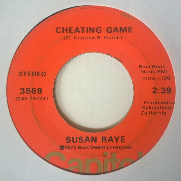 ・アーティスト Susan Raye ・タイトル Cheating Game / I'll Love You Forever And Ever ・レーベル・型番 CAPITOL 3569 ・フォーマット 7インチレコード ・コンディション(盤) 良い (VG+) ・コンディション(ジャケット) プレインカバー（元ジャケット／カバー無し） ・コンディション(帯) オビなし ・特記事項 サンプル画像です。実際の商品の画像ではありません 商品写真はバーコード/カタログ番号に対応したサンプル画像ですので、お送りする商品の画像ではありません。帯やライナーなどの付属品は、特記事項に記載されている場合のみ含まれます。プロモやカラーレコードなどの仕様についても、該当する場合のみ特記事項に記載しています。 【ご購入前に必ずご確認ください】 ・本店サイト(www.recordcity.jp)とは価格、送料が違います ・本店サイト、その他支店のオーダーとは同梱発送できません ・注文確定後に別の注文を頂いた場合、注文同士の同梱は致しかねます。 ・別倉庫から発送しているため、店頭受け渡しは対応しておりません ・一部商品は他の通販サイトでも販売しているため、ご注文のタイミングによっては商品のご用意ができない場合がございます。 ・土日祝日はお休みです 金曜・祝前日9時以降のご連絡またはご入金は、返答または発送が週明け・祝日明けに順次対応となります。 ・ご購入後のキャンセル不可 ご購入後のキャンセルはいかなる理由においてもお受けできません。ご了承の上、ご購入くださいませ。 ・日本郵便(ゆうパック/ゆうメール)によるお届けになります。 ・中古品であることをご理解ください 当ストアでは中古商品を主に販売しております。中古品であることをご理解の上ご購入ください。また、一部商品はRecordCityオンラインストアで試聴可能です。 ・返品について お客様のご都合による返品は一切承っておりません。 表記の内容と実際の商品に相違がある場合、また針飛び等で返品・返金をご希望される場合は、商品の到着後1週間以内にご連絡ください。商品の返送をこちらで確認後、キャンセル・返金を行います。 コンディションVG以下の商品は返品できません。プレイに影響のない表面のこすれ傷、プレス起因のノイズ盤は返品の対象外です。 【コンディション表記】 ・ほぼ新品(M-)(Like New) 完全な新品。未使用。当店ではほぼ使用しません ・非常に良い(EX)(Excellent) 中古盤として美品な状態。わずかな経年を感じるものの傷みを感じさせない、当店基準で最高の状態 ・良い(VG+)(Very Good Plus) 丁寧に扱われた中古品で、軽い使用感がみられる。 ・可(VG)(Acceptable) 使い込まれた中古品で、「良い」よりもさらに使用感がみられる。 ・悪い(VG-)(Bad) 状態が悪いアイテム。使用の保障はなく、再生不可、針飛び、目立つノイズがあるかもしれない。状態によるクレーム不可。返品不可。 ・非常に悪い(G)(Very Bad) 「悪い」よりさらに状態が悪いアイテム。使用の保障はなく、再生不可、針飛び、目立つノイズがあるかもしれない。状態によるクレーム不可。返品不可。 ・ジャンク(Fair)(Junk/Fair) 割れている、反っている、水ダメージがある、カビ、ジャケットが分離している、ひどい書き込み、ひどい擦れなど最低の状態。使用の保障はなく、再生不可、針飛び、目立つノイズがあるかもしれない。状態によるクレーム不可。返品不可。 ・ジャンク(Poor)(Junk/Poor) 割れている、反っている、水ダメージがある、カビ、ジャケットが分離している、ひどい書き込み、ひどい擦れなど最低の状態。使用の保障はなく、再生不可、針飛び、目立つノイズがあるかもしれない。状態によるクレーム不可。返品不可。