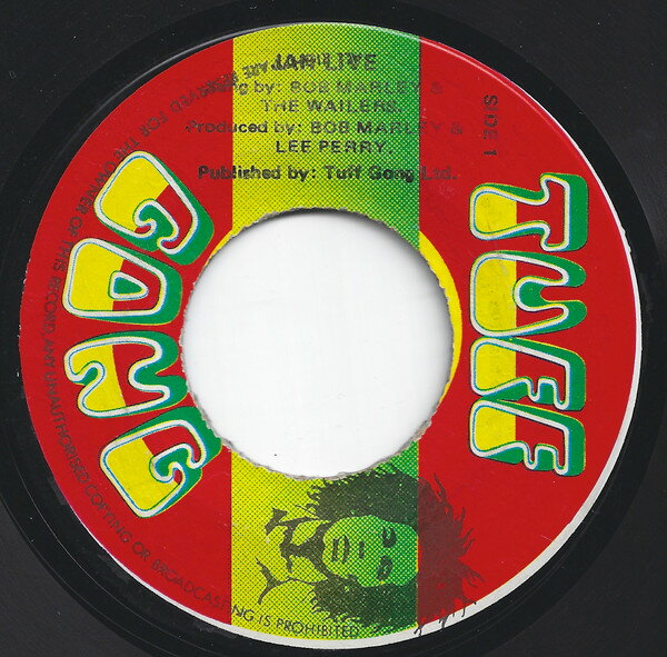 ・アーティスト Bob Marley & The Wailers ・タイトル Jah Live / Concrete ・レーベル・型番 Tuff Gong NONE ・フォーマット 7インチレコード ・コンディション(盤) 悪い (VG-) ・コンディション(ジャケット) ・コンディション(帯) オビなし ・特記事項 【盤に薄い跡】【レーベルに書き込み】【VG/SEW】 サンプル画像です。実際の商品の画像ではありません 商品写真はバーコード/カタログ番号に対応したサンプル画像ですので、お送りする商品の画像ではありません。帯やライナーなどの付属品は、特記事項に記載されている場合のみ含まれます。プロモやカラーレコードなどの仕様についても、該当する場合のみ特記事項に記載しています。 【ご購入前に必ずご確認ください】 ・本店サイト(www.recordcity.jp)とは価格、送料が違います ・本店サイト、その他支店のオーダーとは同梱発送できません ・注文確定後に別の注文を頂いた場合、注文同士の同梱は致しかねます。 ・別倉庫から発送しているため、店頭受け渡しは対応しておりません ・一部商品は他の通販サイトでも販売しているため、ご注文のタイミングによっては商品のご用意ができない場合がございます。 ・土日祝日はお休みです 金曜・祝前日9時以降のご連絡またはご入金は、返答または発送が週明け・祝日明けに順次対応となります。 ・ご購入後のキャンセル不可 ご購入後のキャンセルはいかなる理由においてもお受けできません。ご了承の上、ご購入くださいませ。 ・日本郵便(ゆうパック/ゆうメール)によるお届けになります。 ・中古品であることをご理解ください 当ストアでは中古商品を主に販売しております。中古品であることをご理解の上ご購入ください。また、一部商品はRecordCityオンラインストアで試聴可能です。 ・返品について お客様のご都合による返品は一切承っておりません。 表記の内容と実際の商品に相違がある場合、また針飛び等で返品・返金をご希望される場合は、商品の到着後1週間以内にご連絡ください。商品の返送をこちらで確認後、キャンセル・返金を行います。 コンディションVG以下の商品は返品できません。プレイに影響のない表面のこすれ傷、プレス起因のノイズ盤は返品の対象外です。 【コンディション表記】 ・ほぼ新品(M-)(Like New) 完全な新品。未使用。当店ではほぼ使用しません ・非常に良い(EX)(Excellent) 中古盤として美品な状態。わずかな経年を感じるものの傷みを感じさせない、当店基準で最高の状態 ・良い(VG+)(Very Good Plus) 丁寧に扱われた中古品で、軽い使用感がみられる。 ・可(VG)(Acceptable) 使い込まれた中古品で、「良い」よりもさらに使用感がみられる。 ・悪い(VG-)(Bad) 状態が悪いアイテム。使用の保障はなく、再生不可、針飛び、目立つノイズがあるかもしれない。状態によるクレーム不可。返品不可。 ・非常に悪い(G)(Very Bad) 「悪い」よりさらに状態が悪いアイテム。使用の保障はなく、再生不可、針飛び、目立つノイズがあるかもしれない。状態によるクレーム不可。返品不可。 ・ジャンク(Fair)(Junk/Fair) 割れている、反っている、水ダメージがある、カビ、ジャケットが分離している、ひどい書き込み、ひどい擦れなど最低の状態。使用の保障はなく、再生不可、針飛び、目立つノイズがあるかもしれない。状態によるクレーム不可。返品不可。 ・ジャンク(Poor)(Junk/Poor) 割れている、反っている、水ダメージがある、カビ、ジャケットが分離している、ひどい書き込み、ひどい擦れなど最低の状態。使用の保障はなく、再生不可、針飛び、目立つノイズがあるかもしれない。状態によるクレーム不可。返品不可。