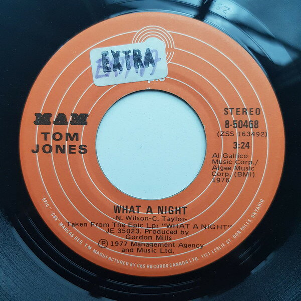 ・アーティスト Tom Jones ・タイトル What A Night ・レーベル・型番 Epic 850468 ・フォーマット 7インチレコード ・コンディション(盤) 良い (VG+) ・コンディション(ジャケット) プレインカバー（元ジャケット／カバー無し） ・コンディション(帯) オビなし ・特記事項 【盤に薄い跡】【インナースリーブ折れ/しわ】 サンプル画像です。実際の商品の画像ではありません 商品写真はバーコード/カタログ番号に対応したサンプル画像ですので、お送りする商品の画像ではありません。帯やライナーなどの付属品は、特記事項に記載されている場合のみ含まれます。プロモやカラーレコードなどの仕様についても、該当する場合のみ特記事項に記載しています。 【ご購入前に必ずご確認ください】 ・本店サイト(www.recordcity.jp)とは価格、送料が違います ・本店サイト、その他支店のオーダーとは同梱発送できません ・注文確定後に別の注文を頂いた場合、注文同士の同梱は致しかねます。 ・別倉庫から発送しているため、店頭受け渡しは対応しておりません ・一部商品は他の通販サイトでも販売しているため、ご注文のタイミングによっては商品のご用意ができない場合がございます。 ・土日祝日はお休みです 金曜・祝前日9時以降のご連絡またはご入金は、返答または発送が週明け・祝日明けに順次対応となります。 ・ご購入後のキャンセル不可 ご購入後のキャンセルはいかなる理由においてもお受けできません。ご了承の上、ご購入くださいませ。 ・日本郵便(ゆうパック/ゆうメール)によるお届けになります。 ・中古品であることをご理解ください 当ストアでは中古商品を主に販売しております。中古品であることをご理解の上ご購入ください。また、一部商品はRecordCityオンラインストアで試聴可能です。 ・返品について お客様のご都合による返品は一切承っておりません。 表記の内容と実際の商品に相違がある場合、また針飛び等で返品・返金をご希望される場合は、商品の到着後1週間以内にご連絡ください。商品の返送をこちらで確認後、キャンセル・返金を行います。 コンディションVG以下の商品は返品できません。プレイに影響のない表面のこすれ傷、プレス起因のノイズ盤は返品の対象外です。 【コンディション表記】 ・ほぼ新品(M-)(Like New) 完全な新品。未使用。当店ではほぼ使用しません ・非常に良い(EX)(Excellent) 中古盤として美品な状態。わずかな経年を感じるものの傷みを感じさせない、当店基準で最高の状態 ・良い(VG+)(Very Good Plus) 丁寧に扱われた中古品で、軽い使用感がみられる。 ・可(VG)(Acceptable) 使い込まれた中古品で、「良い」よりもさらに使用感がみられる。 ・悪い(VG-)(Bad) 状態が悪いアイテム。使用の保障はなく、再生不可、針飛び、目立つノイズがあるかもしれない。状態によるクレーム不可。返品不可。 ・非常に悪い(G)(Very Bad) 「悪い」よりさらに状態が悪いアイテム。使用の保障はなく、再生不可、針飛び、目立つノイズがあるかもしれない。状態によるクレーム不可。返品不可。 ・ジャンク(Fair)(Junk/Fair) 割れている、反っている、水ダメージがある、カビ、ジャケットが分離している、ひどい書き込み、ひどい擦れなど最低の状態。使用の保障はなく、再生不可、針飛び、目立つノイズがあるかもしれない。状態によるクレーム不可。返品不可。 ・ジャンク(Poor)(Junk/Poor) 割れている、反っている、水ダメージがある、カビ、ジャケットが分離している、ひどい書き込み、ひどい擦れなど最低の状態。使用の保障はなく、再生不可、針飛び、目立つノイズがあるかもしれない。状態によるクレーム不可。返品不可。