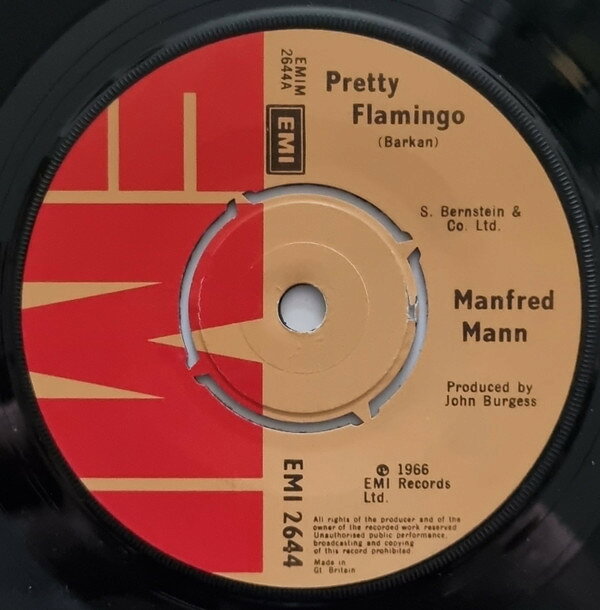 ・アーティスト Manfred Mann ・タイトル Pretty Flamingo ・レーベル・型番 EMI EMI2644 ・フォーマット 7インチレコード ・コンディション(盤) 良い (VG+) ・コンディション(ジャケット) プレインカバー（元ジャケット／カバー無し） ・コンディション(帯) オビなし ・特記事項 【盤に薄い跡】【カンパニースリーブ】 サンプル画像です。実際の商品の画像ではありません 商品写真はバーコード/カタログ番号に対応したサンプル画像ですので、お送りする商品の画像ではありません。帯やライナーなどの付属品は、特記事項に記載されている場合のみ含まれます。プロモやカラーレコードなどの仕様についても、該当する場合のみ特記事項に記載しています。 【ご購入前に必ずご確認ください】 ・本店サイト(www.recordcity.jp)とは価格、送料が違います ・本店サイト、その他支店のオーダーとは同梱発送できません ・注文確定後に別の注文を頂いた場合、注文同士の同梱は致しかねます。 ・別倉庫から発送しているため、店頭受け渡しは対応しておりません ・一部商品は他の通販サイトでも販売しているため、ご注文のタイミングによっては商品のご用意ができない場合がございます。 ・土日祝日はお休みです 金曜・祝前日9時以降のご連絡またはご入金は、返答または発送が週明け・祝日明けに順次対応となります。 ・ご購入後のキャンセル不可 ご購入後のキャンセルはいかなる理由においてもお受けできません。ご了承の上、ご購入くださいませ。 ・日本郵便(ゆうパック/ゆうメール)によるお届けになります。 ・中古品であることをご理解ください 当ストアでは中古商品を主に販売しております。中古品であることをご理解の上ご購入ください。また、一部商品はRecordCityオンラインストアで試聴可能です。 ・返品について お客様のご都合による返品は一切承っておりません。 表記の内容と実際の商品に相違がある場合、また針飛び等で返品・返金をご希望される場合は、商品の到着後1週間以内にご連絡ください。商品の返送をこちらで確認後、キャンセル・返金を行います。 コンディションVG以下の商品は返品できません。プレイに影響のない表面のこすれ傷、プレス起因のノイズ盤は返品の対象外です。 【コンディション表記】 ・ほぼ新品(M-)(Like New) 完全な新品。未使用。当店ではほぼ使用しません ・非常に良い(EX)(Excellent) 中古盤として美品な状態。わずかな経年を感じるものの傷みを感じさせない、当店基準で最高の状態 ・良い(VG+)(Very Good Plus) 丁寧に扱われた中古品で、軽い使用感がみられる。 ・可(VG)(Acceptable) 使い込まれた中古品で、「良い」よりもさらに使用感がみられる。 ・悪い(VG-)(Bad) 状態が悪いアイテム。使用の保障はなく、再生不可、針飛び、目立つノイズがあるかもしれない。状態によるクレーム不可。返品不可。 ・非常に悪い(G)(Very Bad) 「悪い」よりさらに状態が悪いアイテム。使用の保障はなく、再生不可、針飛び、目立つノイズがあるかもしれない。状態によるクレーム不可。返品不可。 ・ジャンク(Fair)(Junk/Fair) 割れている、反っている、水ダメージがある、カビ、ジャケットが分離している、ひどい書き込み、ひどい擦れなど最低の状態。使用の保障はなく、再生不可、針飛び、目立つノイズがあるかもしれない。状態によるクレーム不可。返品不可。 ・ジャンク(Poor)(Junk/Poor) 割れている、反っている、水ダメージがある、カビ、ジャケットが分離している、ひどい書き込み、ひどい擦れなど最低の状態。使用の保障はなく、再生不可、針飛び、目立つノイズがあるかもしれない。状態によるクレーム不可。返品不可。