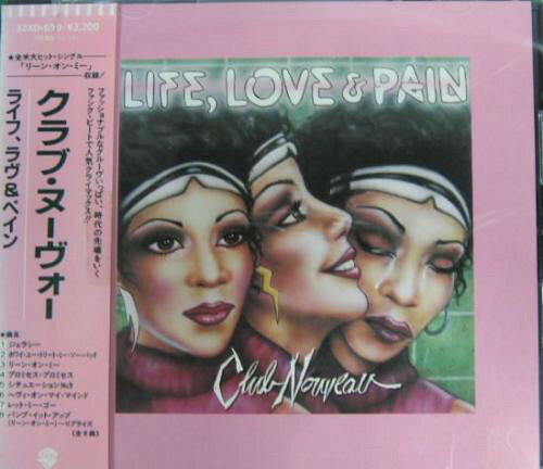 ・アーティスト クラブ・ヌーヴォー ・タイトル ライフ,ラヴ&ペイン ・レーベル・型番 Warner Bros. Records 32XD699 ・フォーマット CD ・コンディション(盤) 良い (VG+) ・コンディション(ジャケット) ・コンディション(帯) オビなし ・特記事項 【レンタル落ち】 サンプル画像です。実際の商品の画像ではありません 商品写真はバーコード/カタログ番号に対応したサンプル画像ですので、お送りする商品の画像ではありません。帯やライナーなどの付属品は、特記事項に記載されている場合のみ含まれます。プロモやカラーレコードなどの仕様についても、該当する場合のみ特記事項に記載しています。 【ご購入前に必ずご確認ください】 ・本店サイト(www.recordcity.jp)とは価格、送料が違います ・本店サイト、その他支店のオーダーとは同梱発送できません ・注文確定後に別の注文を頂いた場合、注文同士の同梱は致しかねます。 ・別倉庫から発送しているため、店頭受け渡しは対応しておりません ・一部商品は他の通販サイトでも販売しているため、ご注文のタイミングによっては商品のご用意ができない場合がございます。 ・土日祝日はお休みです 金曜・祝前日9時以降のご連絡またはご入金は、返答または発送が週明け・祝日明けに順次対応となります。 ・ご購入後のキャンセル不可 ご購入後のキャンセルはいかなる理由においてもお受けできません。ご了承の上、ご購入くださいませ。 ・日本郵便(ゆうパック/ゆうメール)によるお届けになります。 ・中古品であることをご理解ください 当ストアでは中古商品を主に販売しております。中古品であることをご理解の上ご購入ください。また、一部商品はRecordCityオンラインストアで試聴可能です。 ・返品について お客様のご都合による返品は一切承っておりません。 表記の内容と実際の商品に相違がある場合、また針飛び等で返品・返金をご希望される場合は、商品の到着後1週間以内にご連絡ください。商品の返送をこちらで確認後、キャンセル・返金を行います。 コンディションVG以下の商品は返品できません。プレイに影響のない表面のこすれ傷、プレス起因のノイズ盤は返品の対象外です。 【コンディション表記】 ・ほぼ新品(M-)(Like New) 完全な新品。未使用。当店ではほぼ使用しません ・非常に良い(EX)(Excellent) 中古盤として美品な状態。わずかな経年を感じるものの傷みを感じさせない、当店基準で最高の状態 ・良い(VG+)(Very Good Plus) 丁寧に扱われた中古品で、軽い使用感がみられる。 ・可(VG)(Acceptable) 使い込まれた中古品で、「良い」よりもさらに使用感がみられる。 ・悪い(VG-)(Bad) 状態が悪いアイテム。使用の保障はなく、再生不可、針飛び、目立つノイズがあるかもしれない。状態によるクレーム不可。返品不可。 ・非常に悪い(G)(Very Bad) 「悪い」よりさらに状態が悪いアイテム。使用の保障はなく、再生不可、針飛び、目立つノイズがあるかもしれない。状態によるクレーム不可。返品不可。 ・ジャンク(Fair)(Junk/Fair) 割れている、反っている、水ダメージがある、カビ、ジャケットが分離している、ひどい書き込み、ひどい擦れなど最低の状態。使用の保障はなく、再生不可、針飛び、目立つノイズがあるかもしれない。状態によるクレーム不可。返品不可。 ・ジャンク(Poor)(Junk/Poor) 割れている、反っている、水ダメージがある、カビ、ジャケットが分離している、ひどい書き込み、ひどい擦れなど最低の状態。使用の保障はなく、再生不可、針飛び、目立つノイズがあるかもしれない。状態によるクレーム不可。返品不可。