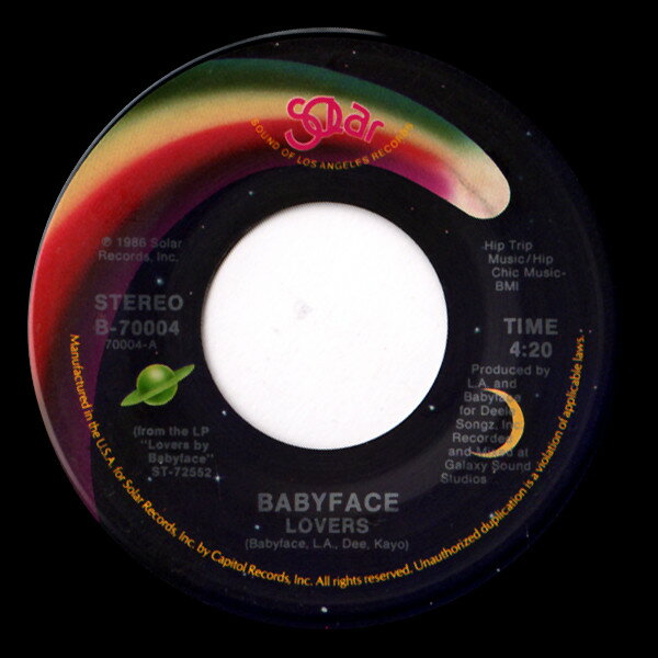 ・アーティスト Babyface ・タイトル Lovers ・レーベル・型番 Solar B70004 ・フォーマット 7インチレコード ・コンディション(盤) 可 (VG) ・コンディション(ジャケット) プレインカバー（元ジャケット／カバー無し） ・コンディション(帯) オビなし ・特記事項 【盤に目立った跡】 サンプル画像です。実際の商品の画像ではありません 商品写真はバーコード/カタログ番号に対応したサンプル画像ですので、お送りする商品の画像ではありません。帯やライナーなどの付属品は、特記事項に記載されている場合のみ含まれます。プロモやカラーレコードなどの仕様についても、該当する場合のみ特記事項に記載しています。 【ご購入前に必ずご確認ください】 ・本店サイト(www.recordcity.jp)とは価格、送料が違います ・本店サイト、その他支店のオーダーとは同梱発送できません ・注文確定後に別の注文を頂いた場合、注文同士の同梱は致しかねます。 ・別倉庫から発送しているため、店頭受け渡しは対応しておりません ・一部商品は他の通販サイトでも販売しているため、ご注文のタイミングによっては商品のご用意ができない場合がございます。 ・土日祝日はお休みです 金曜・祝前日9時以降のご連絡またはご入金は、返答または発送が週明け・祝日明けに順次対応となります。 ・ご購入後のキャンセル不可 ご購入後のキャンセルはいかなる理由においてもお受けできません。ご了承の上、ご購入くださいませ。 ・日本郵便(ゆうパック/ゆうメール)によるお届けになります。 ・中古品であることをご理解ください 当ストアでは中古商品を主に販売しております。中古品であることをご理解の上ご購入ください。また、一部商品はRecordCityオンラインストアで試聴可能です。 ・返品について お客様のご都合による返品は一切承っておりません。 表記の内容と実際の商品に相違がある場合、また針飛び等で返品・返金をご希望される場合は、商品の到着後1週間以内にご連絡ください。商品の返送をこちらで確認後、キャンセル・返金を行います。 コンディションVG以下の商品は返品できません。プレイに影響のない表面のこすれ傷、プレス起因のノイズ盤は返品の対象外です。 【コンディション表記】 ・ほぼ新品(M-)(Like New) 完全な新品。未使用。当店ではほぼ使用しません ・非常に良い(EX)(Excellent) 中古盤として美品な状態。わずかな経年を感じるものの傷みを感じさせない、当店基準で最高の状態 ・良い(VG+)(Very Good Plus) 丁寧に扱われた中古品で、軽い使用感がみられる。 ・可(VG)(Acceptable) 使い込まれた中古品で、「良い」よりもさらに使用感がみられる。 ・悪い(VG-)(Bad) 状態が悪いアイテム。使用の保障はなく、再生不可、針飛び、目立つノイズがあるかもしれない。状態によるクレーム不可。返品不可。 ・非常に悪い(G)(Very Bad) 「悪い」よりさらに状態が悪いアイテム。使用の保障はなく、再生不可、針飛び、目立つノイズがあるかもしれない。状態によるクレーム不可。返品不可。 ・ジャンク(Fair)(Junk/Fair) 割れている、反っている、水ダメージがある、カビ、ジャケットが分離している、ひどい書き込み、ひどい擦れなど最低の状態。使用の保障はなく、再生不可、針飛び、目立つノイズがあるかもしれない。状態によるクレーム不可。返品不可。 ・ジャンク(Poor)(Junk/Poor) 割れている、反っている、水ダメージがある、カビ、ジャケットが分離している、ひどい書き込み、ひどい擦れなど最低の状態。使用の保障はなく、再生不可、針飛び、目立つノイズがあるかもしれない。状態によるクレーム不可。返品不可。