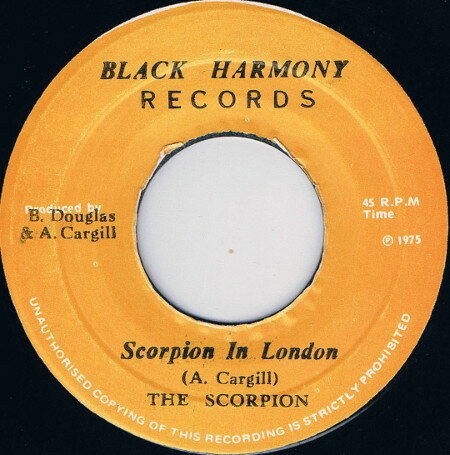 ・アーティスト Scorpion ・タイトル Scorpion In London ・レーベル・型番 Black Harmony Records NONE ・フォーマット 7インチレコード ・コンディション(盤) 可 (VG) ・コンディション(ジャケット) ・コンディション(帯) オビなし ・特記事項 【盤に薄い跡】【盤に小さいキズ】【LD/WOL/SEW】 サンプル画像です。実際の商品の画像ではありません 商品写真はバーコード/カタログ番号に対応したサンプル画像ですので、お送りする商品の画像ではありません。帯やライナーなどの付属品は、特記事項に記載されている場合のみ含まれます。プロモやカラーレコードなどの仕様についても、該当する場合のみ特記事項に記載しています。 【ご購入前に必ずご確認ください】 ・本店サイト(www.recordcity.jp)とは価格、送料が違います ・本店サイト、その他支店のオーダーとは同梱発送できません ・注文確定後に別の注文を頂いた場合、注文同士の同梱は致しかねます。 ・別倉庫から発送しているため、店頭受け渡しは対応しておりません ・一部商品は他の通販サイトでも販売しているため、ご注文のタイミングによっては商品のご用意ができない場合がございます。 ・土日祝日はお休みです 金曜・祝前日9時以降のご連絡またはご入金は、返答または発送が週明け・祝日明けに順次対応となります。 ・ご購入後のキャンセル不可 ご購入後のキャンセルはいかなる理由においてもお受けできません。ご了承の上、ご購入くださいませ。 ・日本郵便(ゆうパック/ゆうメール)によるお届けになります。 ・中古品であることをご理解ください 当ストアでは中古商品を主に販売しております。中古品であることをご理解の上ご購入ください。また、一部商品はRecordCityオンラインストアで試聴可能です。 ・返品について お客様のご都合による返品は一切承っておりません。 表記の内容と実際の商品に相違がある場合、また針飛び等で返品・返金をご希望される場合は、商品の到着後1週間以内にご連絡ください。商品の返送をこちらで確認後、キャンセル・返金を行います。 コンディションVG以下の商品は返品できません。プレイに影響のない表面のこすれ傷、プレス起因のノイズ盤は返品の対象外です。 【コンディション表記】 ・ほぼ新品(M-)(Like New) 完全な新品。未使用。当店ではほぼ使用しません ・非常に良い(EX)(Excellent) 中古盤として美品な状態。わずかな経年を感じるものの傷みを感じさせない、当店基準で最高の状態 ・良い(VG+)(Very Good Plus) 丁寧に扱われた中古品で、軽い使用感がみられる。 ・可(VG)(Acceptable) 使い込まれた中古品で、「良い」よりもさらに使用感がみられる。 ・悪い(VG-)(Bad) 状態が悪いアイテム。使用の保障はなく、再生不可、針飛び、目立つノイズがあるかもしれない。状態によるクレーム不可。返品不可。 ・非常に悪い(G)(Very Bad) 「悪い」よりさらに状態が悪いアイテム。使用の保障はなく、再生不可、針飛び、目立つノイズがあるかもしれない。状態によるクレーム不可。返品不可。 ・ジャンク(Fair)(Junk/Fair) 割れている、反っている、水ダメージがある、カビ、ジャケットが分離している、ひどい書き込み、ひどい擦れなど最低の状態。使用の保障はなく、再生不可、針飛び、目立つノイズがあるかもしれない。状態によるクレーム不可。返品不可。 ・ジャンク(Poor)(Junk/Poor) 割れている、反っている、水ダメージがある、カビ、ジャケットが分離している、ひどい書き込み、ひどい擦れなど最低の状態。使用の保障はなく、再生不可、針飛び、目立つノイズがあるかもしれない。状態によるクレーム不可。返品不可。