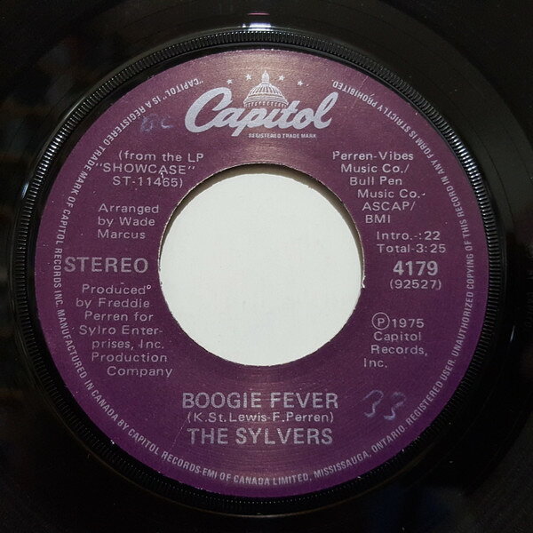 ・アーティスト Sylvers ・タイトル Boogie Fever / Free Style ・レーベル・型番 Capitol Records 4179 ・フォーマット 7インチレコード ・コンディション(盤) 可 (VG) ・コンディション(ジャケット) プレインカバー（元ジャケット／カバー無し） ・コンディション(帯) オビなし ・特記事項 【盤に目立ったキズ】【インナースリーブ破れ】 サンプル画像です。実際の商品の画像ではありません 商品写真はバーコード/カタログ番号に対応したサンプル画像ですので、お送りする商品の画像ではありません。帯やライナーなどの付属品は、特記事項に記載されている場合のみ含まれます。プロモやカラーレコードなどの仕様についても、該当する場合のみ特記事項に記載しています。 【ご購入前に必ずご確認ください】 ・本店サイト(www.recordcity.jp)とは価格、送料が違います ・本店サイト、その他支店のオーダーとは同梱発送できません ・注文確定後に別の注文を頂いた場合、注文同士の同梱は致しかねます。 ・別倉庫から発送しているため、店頭受け渡しは対応しておりません ・一部商品は他の通販サイトでも販売しているため、ご注文のタイミングによっては商品のご用意ができない場合がございます。 ・土日祝日はお休みです 金曜・祝前日9時以降のご連絡またはご入金は、返答または発送が週明け・祝日明けに順次対応となります。 ・ご購入後のキャンセル不可 ご購入後のキャンセルはいかなる理由においてもお受けできません。ご了承の上、ご購入くださいませ。 ・日本郵便(ゆうパック/ゆうメール)によるお届けになります。 ・中古品であることをご理解ください 当ストアでは中古商品を主に販売しております。中古品であることをご理解の上ご購入ください。また、一部商品はRecordCityオンラインストアで試聴可能です。 ・返品について お客様のご都合による返品は一切承っておりません。 表記の内容と実際の商品に相違がある場合、また針飛び等で返品・返金をご希望される場合は、商品の到着後1週間以内にご連絡ください。商品の返送をこちらで確認後、キャンセル・返金を行います。 コンディションVG以下の商品は返品できません。プレイに影響のない表面のこすれ傷、プレス起因のノイズ盤は返品の対象外です。 【コンディション表記】 ・ほぼ新品(M-)(Like New) 完全な新品。未使用。当店ではほぼ使用しません ・非常に良い(EX)(Excellent) 中古盤として美品な状態。わずかな経年を感じるものの傷みを感じさせない、当店基準で最高の状態 ・良い(VG+)(Very Good Plus) 丁寧に扱われた中古品で、軽い使用感がみられる。 ・可(VG)(Acceptable) 使い込まれた中古品で、「良い」よりもさらに使用感がみられる。 ・悪い(VG-)(Bad) 状態が悪いアイテム。使用の保障はなく、再生不可、針飛び、目立つノイズがあるかもしれない。状態によるクレーム不可。返品不可。 ・非常に悪い(G)(Very Bad) 「悪い」よりさらに状態が悪いアイテム。使用の保障はなく、再生不可、針飛び、目立つノイズがあるかもしれない。状態によるクレーム不可。返品不可。 ・ジャンク(Fair)(Junk/Fair) 割れている、反っている、水ダメージがある、カビ、ジャケットが分離している、ひどい書き込み、ひどい擦れなど最低の状態。使用の保障はなく、再生不可、針飛び、目立つノイズがあるかもしれない。状態によるクレーム不可。返品不可。 ・ジャンク(Poor)(Junk/Poor) 割れている、反っている、水ダメージがある、カビ、ジャケットが分離している、ひどい書き込み、ひどい擦れなど最低の状態。使用の保障はなく、再生不可、針飛び、目立つノイズがあるかもしれない。状態によるクレーム不可。返品不可。