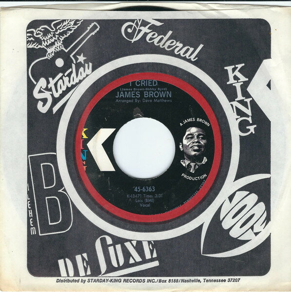 ・アーティスト James Brown ・タイトル I Cried / World Pt. 2 ・レーベル・型番 King Records (3) 456363 ・フォーマット 7インチレコード ・コンディション(盤) 良い (VG+) ・コンディション(ジャケット) 可 (VG) ・コンディション(帯) オビなし ・特記事項 【カバー折れ/しわ】【カバー汚れ】【レーベルにカットアウト穴】【company sleeve】 サンプル画像です。実際の商品の画像ではありません 商品写真はバーコード/カタログ番号に対応したサンプル画像ですので、お送りする商品の画像ではありません。帯やライナーなどの付属品は、特記事項に記載されている場合のみ含まれます。プロモやカラーレコードなどの仕様についても、該当する場合のみ特記事項に記載しています。 【ご購入前に必ずご確認ください】 ・本店サイト(www.recordcity.jp)とは価格、送料が違います ・本店サイト、その他支店のオーダーとは同梱発送できません ・注文確定後に別の注文を頂いた場合、注文同士の同梱は致しかねます。 ・別倉庫から発送しているため、店頭受け渡しは対応しておりません ・一部商品は他の通販サイトでも販売しているため、ご注文のタイミングによっては商品のご用意ができない場合がございます。 ・土日祝日はお休みです 金曜・祝前日9時以降のご連絡またはご入金は、返答または発送が週明け・祝日明けに順次対応となります。 ・ご購入後のキャンセル不可 ご購入後のキャンセルはいかなる理由においてもお受けできません。ご了承の上、ご購入くださいませ。 ・日本郵便(ゆうパック/ゆうメール)によるお届けになります。 ・中古品であることをご理解ください 当ストアでは中古商品を主に販売しております。中古品であることをご理解の上ご購入ください。また、一部商品はRecordCityオンラインストアで試聴可能です。 ・返品について お客様のご都合による返品は一切承っておりません。 表記の内容と実際の商品に相違がある場合、また針飛び等で返品・返金をご希望される場合は、商品の到着後1週間以内にご連絡ください。商品の返送をこちらで確認後、キャンセル・返金を行います。 コンディションVG以下の商品は返品できません。プレイに影響のない表面のこすれ傷、プレス起因のノイズ盤は返品の対象外です。 【コンディション表記】 ・ほぼ新品(M-)(Like New) 完全な新品。未使用。当店ではほぼ使用しません ・非常に良い(EX)(Excellent) 中古盤として美品な状態。わずかな経年を感じるものの傷みを感じさせない、当店基準で最高の状態 ・良い(VG+)(Very Good Plus) 丁寧に扱われた中古品で、軽い使用感がみられる。 ・可(VG)(Acceptable) 使い込まれた中古品で、「良い」よりもさらに使用感がみられる。 ・悪い(VG-)(Bad) 状態が悪いアイテム。使用の保障はなく、再生不可、針飛び、目立つノイズがあるかもしれない。状態によるクレーム不可。返品不可。 ・非常に悪い(G)(Very Bad) 「悪い」よりさらに状態が悪いアイテム。使用の保障はなく、再生不可、針飛び、目立つノイズがあるかもしれない。状態によるクレーム不可。返品不可。 ・ジャンク(Fair)(Junk/Fair) 割れている、反っている、水ダメージがある、カビ、ジャケットが分離している、ひどい書き込み、ひどい擦れなど最低の状態。使用の保障はなく、再生不可、針飛び、目立つノイズがあるかもしれない。状態によるクレーム不可。返品不可。 ・ジャンク(Poor)(Junk/Poor) 割れている、反っている、水ダメージがある、カビ、ジャケットが分離している、ひどい書き込み、ひどい擦れなど最低の状態。使用の保障はなく、再生不可、針飛び、目立つノイズがあるかもしれない。状態によるクレーム不可。返品不可。