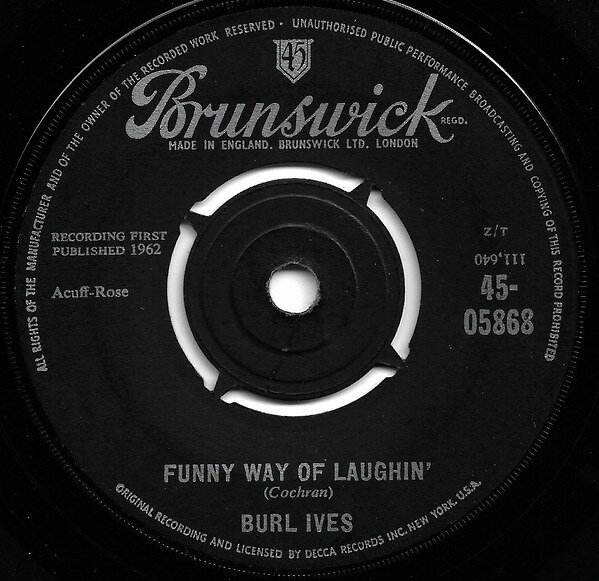 ・アーティスト Burl Ives ・タイトル Funny Way Of Laughin' ・レーベル・型番 Brunswick 4505868 ・フォーマット 7インチレコード ・コンディション(盤) 良い (VG+) ・コンディション(ジャケット) プレインカバー（元ジャケット／カバー無し） ・コンディション(帯) オビなし ・特記事項 【company sleeve】 サンプル画像です。実際の商品の画像ではありません 商品写真はバーコード/カタログ番号に対応したサンプル画像ですので、お送りする商品の画像ではありません。帯やライナーなどの付属品は、特記事項に記載されている場合のみ含まれます。プロモやカラーレコードなどの仕様についても、該当する場合のみ特記事項に記載しています。 【ご購入前に必ずご確認ください】 ・本店サイト(www.recordcity.jp)とは価格、送料が違います ・本店サイト、その他支店のオーダーとは同梱発送できません ・注文確定後に別の注文を頂いた場合、注文同士の同梱は致しかねます。 ・別倉庫から発送しているため、店頭受け渡しは対応しておりません ・一部商品は他の通販サイトでも販売しているため、ご注文のタイミングによっては商品のご用意ができない場合がございます。 ・土日祝日はお休みです 金曜・祝前日9時以降のご連絡またはご入金は、返答または発送が週明け・祝日明けに順次対応となります。 ・ご購入後のキャンセル不可 ご購入後のキャンセルはいかなる理由においてもお受けできません。ご了承の上、ご購入くださいませ。 ・日本郵便(ゆうパック/ゆうメール)によるお届けになります。 ・中古品であることをご理解ください 当ストアでは中古商品を主に販売しております。中古品であることをご理解の上ご購入ください。また、一部商品はRecordCityオンラインストアで試聴可能です。 ・返品について お客様のご都合による返品は一切承っておりません。 表記の内容と実際の商品に相違がある場合、また針飛び等で返品・返金をご希望される場合は、商品の到着後1週間以内にご連絡ください。商品の返送をこちらで確認後、キャンセル・返金を行います。 コンディションVG以下の商品は返品できません。プレイに影響のない表面のこすれ傷、プレス起因のノイズ盤は返品の対象外です。 【コンディション表記】 ・ほぼ新品(M-)(Like New) 完全な新品。未使用。当店ではほぼ使用しません ・非常に良い(EX)(Excellent) 中古盤として美品な状態。わずかな経年を感じるものの傷みを感じさせない、当店基準で最高の状態 ・良い(VG+)(Very Good Plus) 丁寧に扱われた中古品で、軽い使用感がみられる。 ・可(VG)(Acceptable) 使い込まれた中古品で、「良い」よりもさらに使用感がみられる。 ・悪い(VG-)(Bad) 状態が悪いアイテム。使用の保障はなく、再生不可、針飛び、目立つノイズがあるかもしれない。状態によるクレーム不可。返品不可。 ・非常に悪い(G)(Very Bad) 「悪い」よりさらに状態が悪いアイテム。使用の保障はなく、再生不可、針飛び、目立つノイズがあるかもしれない。状態によるクレーム不可。返品不可。 ・ジャンク(Fair)(Junk/Fair) 割れている、反っている、水ダメージがある、カビ、ジャケットが分離している、ひどい書き込み、ひどい擦れなど最低の状態。使用の保障はなく、再生不可、針飛び、目立つノイズがあるかもしれない。状態によるクレーム不可。返品不可。 ・ジャンク(Poor)(Junk/Poor) 割れている、反っている、水ダメージがある、カビ、ジャケットが分離している、ひどい書き込み、ひどい擦れなど最低の状態。使用の保障はなく、再生不可、針飛び、目立つノイズがあるかもしれない。状態によるクレーム不可。返品不可。