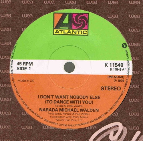 ・アーティスト Narada Michael Walden ・タイトル I Don't Want Nobody Else (To Dance With You) ・レーベル・型番 Atlantic K11549 ・フォーマット 7インチレコード ・コンディション(盤) 非常に良い(EX) ・コンディション(ジャケット) プレインカバー（元ジャケット／カバー無し） ・コンディション(帯) オビなし ・特記事項 サンプル画像です。実際の商品の画像ではありません 商品写真はバーコード/カタログ番号に対応したサンプル画像ですので、お送りする商品の画像ではありません。帯やライナーなどの付属品は、特記事項に記載されている場合のみ含まれます。プロモやカラーレコードなどの仕様についても、該当する場合のみ特記事項に記載しています。 【ご購入前に必ずご確認ください】 ・本店サイト(www.recordcity.jp)とは価格、送料が違います ・本店サイト、その他支店のオーダーとは同梱発送できません ・注文確定後に別の注文を頂いた場合、注文同士の同梱は致しかねます。 ・別倉庫から発送しているため、店頭受け渡しは対応しておりません ・一部商品は他の通販サイトでも販売しているため、ご注文のタイミングによっては商品のご用意ができない場合がございます。 ・土日祝日はお休みです 金曜・祝前日9時以降のご連絡またはご入金は、返答または発送が週明け・祝日明けに順次対応となります。 ・ご購入後のキャンセル不可 ご購入後のキャンセルはいかなる理由においてもお受けできません。ご了承の上、ご購入くださいませ。 ・日本郵便(ゆうパック/ゆうメール)によるお届けになります。 ・中古品であることをご理解ください 当ストアでは中古商品を主に販売しております。中古品であることをご理解の上ご購入ください。また、一部商品はRecordCityオンラインストアで試聴可能です。 ・返品について お客様のご都合による返品は一切承っておりません。 表記の内容と実際の商品に相違がある場合、また針飛び等で返品・返金をご希望される場合は、商品の到着後1週間以内にご連絡ください。商品の返送をこちらで確認後、キャンセル・返金を行います。 コンディションVG以下の商品は返品できません。プレイに影響のない表面のこすれ傷、プレス起因のノイズ盤は返品の対象外です。 【コンディション表記】 ・ほぼ新品(M-)(Like New) 完全な新品。未使用。当店ではほぼ使用しません ・非常に良い(EX)(Excellent) 中古盤として美品な状態。わずかな経年を感じるものの傷みを感じさせない、当店基準で最高の状態 ・良い(VG+)(Very Good Plus) 丁寧に扱われた中古品で、軽い使用感がみられる。 ・可(VG)(Acceptable) 使い込まれた中古品で、「良い」よりもさらに使用感がみられる。 ・悪い(VG-)(Bad) 状態が悪いアイテム。使用の保障はなく、再生不可、針飛び、目立つノイズがあるかもしれない。状態によるクレーム不可。返品不可。 ・非常に悪い(G)(Very Bad) 「悪い」よりさらに状態が悪いアイテム。使用の保障はなく、再生不可、針飛び、目立つノイズがあるかもしれない。状態によるクレーム不可。返品不可。 ・ジャンク(Fair)(Junk/Fair) 割れている、反っている、水ダメージがある、カビ、ジャケットが分離している、ひどい書き込み、ひどい擦れなど最低の状態。使用の保障はなく、再生不可、針飛び、目立つノイズがあるかもしれない。状態によるクレーム不可。返品不可。 ・ジャンク(Poor)(Junk/Poor) 割れている、反っている、水ダメージがある、カビ、ジャケットが分離している、ひどい書き込み、ひどい擦れなど最低の状態。使用の保障はなく、再生不可、針飛び、目立つノイズがあるかもしれない。状態によるクレーム不可。返品不可。