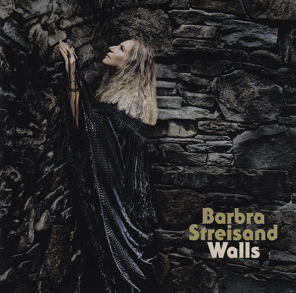 ・アーティスト Barbra Streisand ・タイトル Walls ・レーベル・型番 Columbia 19075895482 ・フォーマット CD ・コンディション(盤) 良い (VG+) ・コンディション(ジャケット) ・コンディション(帯) オビなし ・特記事項 【ケース擦れ】 サンプル画像です。実際の商品の画像ではありません 商品写真はバーコード/カタログ番号に対応したサンプル画像ですので、お送りする商品の画像ではありません。帯やライナーなどの付属品は、特記事項に記載されている場合のみ含まれます。プロモやカラーレコードなどの仕様についても、該当する場合のみ特記事項に記載しています。 【ご購入前に必ずご確認ください】 ・本店サイト(www.recordcity.jp)とは価格、送料が違います ・本店サイト、その他支店のオーダーとは同梱発送できません ・注文確定後に別の注文を頂いた場合、注文同士の同梱は致しかねます。 ・別倉庫から発送しているため、店頭受け渡しは対応しておりません ・一部商品は他の通販サイトでも販売しているため、ご注文のタイミングによっては商品のご用意ができない場合がございます。 ・土日祝日はお休みです 金曜・祝前日9時以降のご連絡またはご入金は、返答または発送が週明け・祝日明けに順次対応となります。 ・ご購入後のキャンセル不可 ご購入後のキャンセルはいかなる理由においてもお受けできません。ご了承の上、ご購入くださいませ。 ・日本郵便(ゆうパック/ゆうメール)によるお届けになります。 ・中古品であることをご理解ください 当ストアでは中古商品を主に販売しております。中古品であることをご理解の上ご購入ください。また、一部商品はRecordCityオンラインストアで試聴可能です。 ・返品について お客様のご都合による返品は一切承っておりません。 表記の内容と実際の商品に相違がある場合、また針飛び等で返品・返金をご希望される場合は、商品の到着後1週間以内にご連絡ください。商品の返送をこちらで確認後、キャンセル・返金を行います。 コンディションVG以下の商品は返品できません。プレイに影響のない表面のこすれ傷、プレス起因のノイズ盤は返品の対象外です。 【コンディション表記】 ・ほぼ新品(M-)(Like New) 完全な新品。未使用。当店ではほぼ使用しません ・非常に良い(EX)(Excellent) 中古盤として美品な状態。わずかな経年を感じるものの傷みを感じさせない、当店基準で最高の状態 ・良い(VG+)(Very Good Plus) 丁寧に扱われた中古品で、軽い使用感がみられる。 ・可(VG)(Acceptable) 使い込まれた中古品で、「良い」よりもさらに使用感がみられる。 ・悪い(VG-)(Bad) 状態が悪いアイテム。使用の保障はなく、再生不可、針飛び、目立つノイズがあるかもしれない。状態によるクレーム不可。返品不可。 ・非常に悪い(G)(Very Bad) 「悪い」よりさらに状態が悪いアイテム。使用の保障はなく、再生不可、針飛び、目立つノイズがあるかもしれない。状態によるクレーム不可。返品不可。 ・ジャンク(Fair)(Junk/Fair) 割れている、反っている、水ダメージがある、カビ、ジャケットが分離している、ひどい書き込み、ひどい擦れなど最低の状態。使用の保障はなく、再生不可、針飛び、目立つノイズがあるかもしれない。状態によるクレーム不可。返品不可。 ・ジャンク(Poor)(Junk/Poor) 割れている、反っている、水ダメージがある、カビ、ジャケットが分離している、ひどい書き込み、ひどい擦れなど最低の状態。使用の保障はなく、再生不可、針飛び、目立つノイズがあるかもしれない。状態によるクレーム不可。返品不可。