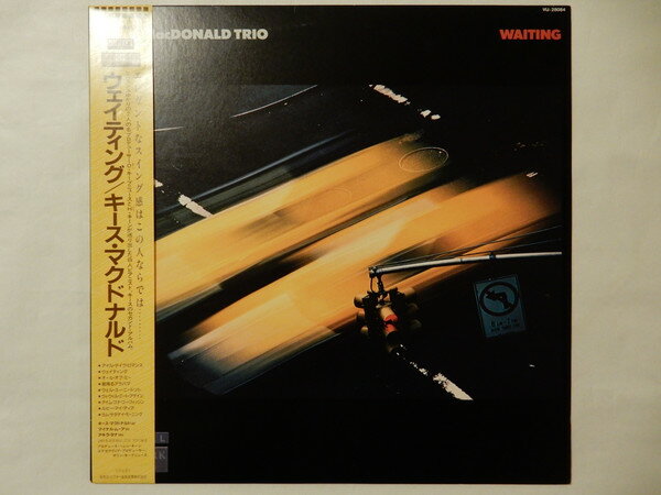 ・アーティスト Keith Macdonald Trio ・タイトル Waiting ・レーベル・型番 LANDMARK VIJ28084 ・フォーマット LPレコード ・コンディション(盤) 非常に良い(EX) ・コンディション(ジャケット) 良い (VG+) ・コンディション(帯) 良い (VG+) ・特記事項 【ライナー付き】 【カバーに軽い擦れ】 サンプル画像です。実際の商品の画像ではありません 商品写真はバーコード/カタログ番号に対応したサンプル画像ですので、お送りする商品の画像ではありません。帯やライナーなどの付属品は、特記事項に記載されている場合のみ含まれます。プロモやカラーレコードなどの仕様についても、該当する場合のみ特記事項に記載しています。 【ご購入前に必ずご確認ください】 ・本店サイト(www.recordcity.jp)とは価格、送料が違います ・本店サイト、その他支店のオーダーとは同梱発送できません ・注文確定後に別の注文を頂いた場合、注文同士の同梱は致しかねます。 ・別倉庫から発送しているため、店頭受け渡しは対応しておりません ・一部商品は他の通販サイトでも販売しているため、ご注文のタイミングによっては商品のご用意ができない場合がございます。 ・土日祝日はお休みです 金曜・祝前日9時以降のご連絡またはご入金は、返答または発送が週明け・祝日明けに順次対応となります。 ・ご購入後のキャンセル不可 ご購入後のキャンセルはいかなる理由においてもお受けできません。ご了承の上、ご購入くださいませ。 ・日本郵便(ゆうパック/ゆうメール)によるお届けになります。 ・中古品であることをご理解ください 当ストアでは中古商品を主に販売しております。中古品であることをご理解の上ご購入ください。また、一部商品はRecordCityオンラインストアで試聴可能です。 ・返品について お客様のご都合による返品は一切承っておりません。 表記の内容と実際の商品に相違がある場合、また針飛び等で返品・返金をご希望される場合は、商品の到着後1週間以内にご連絡ください。商品の返送をこちらで確認後、キャンセル・返金を行います。 コンディションVG以下の商品は返品できません。プレイに影響のない表面のこすれ傷、プレス起因のノイズ盤は返品の対象外です。 【コンディション表記】 ・ほぼ新品(M-)(Like New) 完全な新品。未使用。当店ではほぼ使用しません ・非常に良い(EX)(Excellent) 中古盤として美品な状態。わずかな経年を感じるものの傷みを感じさせない、当店基準で最高の状態 ・良い(VG+)(Very Good Plus) 丁寧に扱われた中古品で、軽い使用感がみられる。 ・可(VG)(Acceptable) 使い込まれた中古品で、「良い」よりもさらに使用感がみられる。 ・悪い(VG-)(Bad) 状態が悪いアイテム。使用の保障はなく、再生不可、針飛び、目立つノイズがあるかもしれない。状態によるクレーム不可。返品不可。 ・非常に悪い(G)(Very Bad) 「悪い」よりさらに状態が悪いアイテム。使用の保障はなく、再生不可、針飛び、目立つノイズがあるかもしれない。状態によるクレーム不可。返品不可。 ・ジャンク(Fair)(Junk/Fair) 割れている、反っている、水ダメージがある、カビ、ジャケットが分離している、ひどい書き込み、ひどい擦れなど最低の状態。使用の保障はなく、再生不可、針飛び、目立つノイズがあるかもしれない。状態によるクレーム不可。返品不可。 ・ジャンク(Poor)(Junk/Poor) 割れている、反っている、水ダメージがある、カビ、ジャケットが分離している、ひどい書き込み、ひどい擦れなど最低の状態。使用の保障はなく、再生不可、針飛び、目立つノイズがあるかもしれない。状態によるクレーム不可。返品不可。