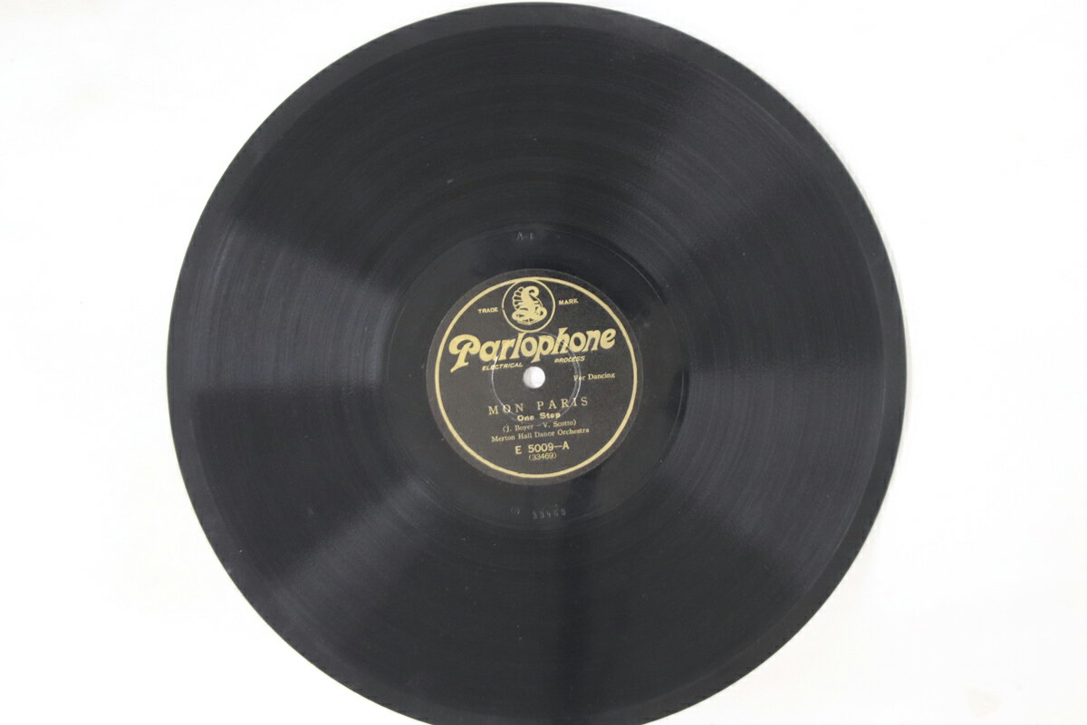 ・アーティスト Merton Hall Dance, Raie Da Costa Ensemble ・タイトル Mon Paris / Beautiful ・レーベル・型番 PARLOPHONE E5009 ・フォーマット 78回転SP盤レコード ・コンディション(盤) 非常に良い(EX) ・コンディション(ジャケット) カバーなし ・コンディション(帯) オビなし ・特記事項 【ライナー付き】 【※再生コンディションによる返品不可】【カンパニースリーブ付き】 実際に発送される商品の画像です 【ご購入前に必ずご確認ください】 ・本店サイト(www.recordcity.jp)とは価格、送料が違います ・本店サイト、その他支店のオーダーとは同梱発送できません ・別倉庫から発送しているため、店頭受け渡しは対応しておりません ・一部商品は他の通販サイトでも販売しているため、ご注文のタイミングによっては商品のご用意ができない場合がございます。 ・土日祝日はお休みです 金曜・祝前日9時以降のご連絡またはご入金は、返答または発送が週明け・祝日明けに順次対応となります。 ・ご購入後のキャンセル不可 ご購入後のキャンセルはいかなる理由においてもお受けできません。ご了承の上、ご購入くださいませ。 ・日本郵便(ゆうパック/ゆうメール)によるお届けになります。 ・中古品であることをご理解ください 当ストアでは中古商品を主に販売しております。中古品であることをご理解の上ご購入ください。また、一部商品はRecordCityオンラインストアで試聴可能です。 ・返品について お客様のご都合による返品は一切承っておりません。 表記の内容と実際の商品に相違がある場合、また針飛び等で返品・返金をご希望される場合は、商品の到着後1週間以内にご連絡ください。商品の返送をこちらで確認後、キャンセル・返金を行います。 コンディションVG以下の商品は返品できません。プレイに影響のない表面のこすれ傷、プレス起因のノイズ盤は返品の対象外です。 【コンディション表記】 ・ほぼ新品(M-)(Like New) 完全な新品。未使用。当店ではほぼ使用しません ・非常に良い(EX)(Excellent) 中古盤として美品な状態。わずかな経年を感じるものの傷みを感じさせない、当店基準で最高の状態 ・良い(VG+)(Very Good Plus) 丁寧に扱われた中古品で、軽い使用感がみられる。 ・可(VG)(Acceptable) 使い込まれた中古品で、「良い」よりもさらに使用感がみられる。 ・悪い(VG-)(Bad) 状態が悪いアイテム。使用の保障はなく、再生不可、針飛び、目立つノイズがあるかもしれない。状態によるクレーム不可。返品不可。 ・非常に悪い(G)(Very Bad) 「悪い」よりさらに状態が悪いアイテム。使用の保障はなく、再生不可、針飛び、目立つノイズがあるかもしれない。状態によるクレーム不可。返品不可。 ・ジャンク(Fair)(Junk/Fair) 割れている、反っている、水ダメージがある、カビ、ジャケットが分離している、ひどい書き込み、ひどい擦れなど最低の状態。使用の保障はなく、再生不可、針飛び、目立つノイズがあるかもしれない。状態によるクレーム不可。返品不可。 ・ジャンク(Poor)(Junk/Poor) 割れている、反っている、水ダメージがある、カビ、ジャケットが分離している、ひどい書き込み、ひどい擦れなど最低の状態。使用の保障はなく、再生不可、針飛び、目立つノイズがあるかもしれない。状態によるクレーム不可。返品不可。