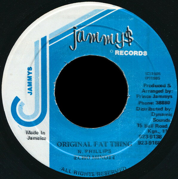 ・アーティスト Echo Minott ・タイトル Original Fat Thing ・レーベル・型番 Jammy's Records NONE ・フォーマット 7インチレコード ・コンディション(盤) 良い (VG+) ・コンディション(ジャケット) ・コンディション(帯) オビなし ・特記事項 サンプル画像です。実際の商品の画像ではありません 商品写真はバーコード/カタログ番号に対応したサンプル画像ですので、お送りする商品の画像ではありません。帯やライナーなどの付属品は、特記事項に記載されている場合のみ含まれます。プロモやカラーレコードなどの仕様についても、該当する場合のみ特記事項に記載しています。 【ご購入前に必ずご確認ください】 ・本店サイト(www.recordcity.jp)とは価格、送料が違います ・本店サイト、その他支店のオーダーとは同梱発送できません ・注文確定後に別の注文を頂いた場合、注文同士の同梱は致しかねます。 ・別倉庫から発送しているため、店頭受け渡しは対応しておりません ・一部商品は他の通販サイトでも販売しているため、ご注文のタイミングによっては商品のご用意ができない場合がございます。 ・土日祝日はお休みです 金曜・祝前日9時以降のご連絡またはご入金は、返答または発送が週明け・祝日明けに順次対応となります。 ・ご購入後のキャンセル不可 ご購入後のキャンセルはいかなる理由においてもお受けできません。ご了承の上、ご購入くださいませ。 ・日本郵便(ゆうパック/ゆうメール)によるお届けになります。 ・中古品であることをご理解ください 当ストアでは中古商品を主に販売しております。中古品であることをご理解の上ご購入ください。また、一部商品はRecordCityオンラインストアで試聴可能です。 ・返品について お客様のご都合による返品は一切承っておりません。 表記の内容と実際の商品に相違がある場合、また針飛び等で返品・返金をご希望される場合は、商品の到着後1週間以内にご連絡ください。商品の返送をこちらで確認後、キャンセル・返金を行います。 コンディションVG以下の商品は返品できません。プレイに影響のない表面のこすれ傷、プレス起因のノイズ盤は返品の対象外です。 【コンディション表記】 ・ほぼ新品(M-)(Like New) 完全な新品。未使用。当店ではほぼ使用しません ・非常に良い(EX)(Excellent) 中古盤として美品な状態。わずかな経年を感じるものの傷みを感じさせない、当店基準で最高の状態 ・良い(VG+)(Very Good Plus) 丁寧に扱われた中古品で、軽い使用感がみられる。 ・可(VG)(Acceptable) 使い込まれた中古品で、「良い」よりもさらに使用感がみられる。 ・悪い(VG-)(Bad) 状態が悪いアイテム。使用の保障はなく、再生不可、針飛び、目立つノイズがあるかもしれない。状態によるクレーム不可。返品不可。 ・非常に悪い(G)(Very Bad) 「悪い」よりさらに状態が悪いアイテム。使用の保障はなく、再生不可、針飛び、目立つノイズがあるかもしれない。状態によるクレーム不可。返品不可。 ・ジャンク(Fair)(Junk/Fair) 割れている、反っている、水ダメージがある、カビ、ジャケットが分離している、ひどい書き込み、ひどい擦れなど最低の状態。使用の保障はなく、再生不可、針飛び、目立つノイズがあるかもしれない。状態によるクレーム不可。返品不可。 ・ジャンク(Poor)(Junk/Poor) 割れている、反っている、水ダメージがある、カビ、ジャケットが分離している、ひどい書き込み、ひどい擦れなど最低の状態。使用の保障はなく、再生不可、針飛び、目立つノイズがあるかもしれない。状態によるクレーム不可。返品不可。