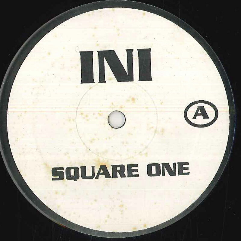 ・アーティスト INI ・タイトル Square One / Think Twice ・レーベル・型番 NOT ON LABEL OMD008 ・フォーマット 12インチレコード ・コンディション(盤) 良い (VG+) ・コンディション(ジャケット) プレインカバー（元ジャケット／カバー無し） ・コンディション(帯) オビなし ・特記事項 サンプル画像です。実際の商品の画像ではありません 商品写真はバーコード/カタログ番号に対応したサンプル画像ですので、お送りする商品の画像ではありません。帯やライナーなどの付属品は、特記事項に記載されている場合のみ含まれます。プロモやカラーレコードなどの仕様についても、該当する場合のみ特記事項に記載しています。 【ご購入前に必ずご確認ください】 ・本店サイト(www.recordcity.jp)とは価格、送料が違います ・本店サイト、その他支店のオーダーとは同梱発送できません ・注文確定後に別の注文を頂いた場合、注文同士の同梱は致しかねます。 ・別倉庫から発送しているため、店頭受け渡しは対応しておりません ・一部商品は他の通販サイトでも販売しているため、ご注文のタイミングによっては商品のご用意ができない場合がございます。 ・土日祝日はお休みです 金曜・祝前日9時以降のご連絡またはご入金は、返答または発送が週明け・祝日明けに順次対応となります。 ・ご購入後のキャンセル不可 ご購入後のキャンセルはいかなる理由においてもお受けできません。ご了承の上、ご購入くださいませ。 ・日本郵便(ゆうパック/ゆうメール)によるお届けになります。 ・中古品であることをご理解ください 当ストアでは中古商品を主に販売しております。中古品であることをご理解の上ご購入ください。また、一部商品はRecordCityオンラインストアで試聴可能です。 ・返品について お客様のご都合による返品は一切承っておりません。 表記の内容と実際の商品に相違がある場合、また針飛び等で返品・返金をご希望される場合は、商品の到着後1週間以内にご連絡ください。商品の返送をこちらで確認後、キャンセル・返金を行います。 コンディションVG以下の商品は返品できません。プレイに影響のない表面のこすれ傷、プレス起因のノイズ盤は返品の対象外です。 【コンディション表記】 ・ほぼ新品(M-)(Like New) 完全な新品。未使用。当店ではほぼ使用しません ・非常に良い(EX)(Excellent) 中古盤として美品な状態。わずかな経年を感じるものの傷みを感じさせない、当店基準で最高の状態 ・良い(VG+)(Very Good Plus) 丁寧に扱われた中古品で、軽い使用感がみられる。 ・可(VG)(Acceptable) 使い込まれた中古品で、「良い」よりもさらに使用感がみられる。 ・悪い(VG-)(Bad) 状態が悪いアイテム。使用の保障はなく、再生不可、針飛び、目立つノイズがあるかもしれない。状態によるクレーム不可。返品不可。 ・非常に悪い(G)(Very Bad) 「悪い」よりさらに状態が悪いアイテム。使用の保障はなく、再生不可、針飛び、目立つノイズがあるかもしれない。状態によるクレーム不可。返品不可。 ・ジャンク(Fair)(Junk/Fair) 割れている、反っている、水ダメージがある、カビ、ジャケットが分離している、ひどい書き込み、ひどい擦れなど最低の状態。使用の保障はなく、再生不可、針飛び、目立つノイズがあるかもしれない。状態によるクレーム不可。返品不可。 ・ジャンク(Poor)(Junk/Poor) 割れている、反っている、水ダメージがある、カビ、ジャケットが分離している、ひどい書き込み、ひどい擦れなど最低の状態。使用の保障はなく、再生不可、針飛び、目立つノイズがあるかもしれない。状態によるクレーム不可。返品不可。