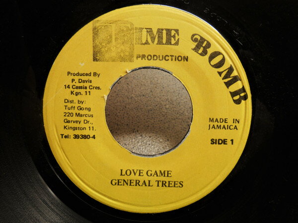 ・アーティスト General Trees ・タイトル Love Game ・レーベル・型番 Time Bomb Production NONE ・フォーマット 7インチレコード ・コンディション(盤) 良い (VG+) ・コンディション(ジャケット) ・コンディション(帯) オビなし ・特記事項 サンプル画像です。実際の商品の画像ではありません 商品写真はバーコード/カタログ番号に対応したサンプル画像ですので、お送りする商品の画像ではありません。帯やライナーなどの付属品は、特記事項に記載されている場合のみ含まれます。プロモやカラーレコードなどの仕様についても、該当する場合のみ特記事項に記載しています。 【ご購入前に必ずご確認ください】 ・本店サイト(www.recordcity.jp)とは価格、送料が違います ・本店サイト、その他支店のオーダーとは同梱発送できません ・注文確定後に別の注文を頂いた場合、注文同士の同梱は致しかねます。 ・別倉庫から発送しているため、店頭受け渡しは対応しておりません ・一部商品は他の通販サイトでも販売しているため、ご注文のタイミングによっては商品のご用意ができない場合がございます。 ・土日祝日はお休みです 金曜・祝前日9時以降のご連絡またはご入金は、返答または発送が週明け・祝日明けに順次対応となります。 ・ご購入後のキャンセル不可 ご購入後のキャンセルはいかなる理由においてもお受けできません。ご了承の上、ご購入くださいませ。 ・日本郵便(ゆうパック/ゆうメール)によるお届けになります。 ・中古品であることをご理解ください 当ストアでは中古商品を主に販売しております。中古品であることをご理解の上ご購入ください。また、一部商品はRecordCityオンラインストアで試聴可能です。 ・返品について お客様のご都合による返品は一切承っておりません。 表記の内容と実際の商品に相違がある場合、また針飛び等で返品・返金をご希望される場合は、商品の到着後1週間以内にご連絡ください。商品の返送をこちらで確認後、キャンセル・返金を行います。 コンディションVG以下の商品は返品できません。プレイに影響のない表面のこすれ傷、プレス起因のノイズ盤は返品の対象外です。 【コンディション表記】 ・ほぼ新品(M-)(Like New) 完全な新品。未使用。当店ではほぼ使用しません ・非常に良い(EX)(Excellent) 中古盤として美品な状態。わずかな経年を感じるものの傷みを感じさせない、当店基準で最高の状態 ・良い(VG+)(Very Good Plus) 丁寧に扱われた中古品で、軽い使用感がみられる。 ・可(VG)(Acceptable) 使い込まれた中古品で、「良い」よりもさらに使用感がみられる。 ・悪い(VG-)(Bad) 状態が悪いアイテム。使用の保障はなく、再生不可、針飛び、目立つノイズがあるかもしれない。状態によるクレーム不可。返品不可。 ・非常に悪い(G)(Very Bad) 「悪い」よりさらに状態が悪いアイテム。使用の保障はなく、再生不可、針飛び、目立つノイズがあるかもしれない。状態によるクレーム不可。返品不可。 ・ジャンク(Fair)(Junk/Fair) 割れている、反っている、水ダメージがある、カビ、ジャケットが分離している、ひどい書き込み、ひどい擦れなど最低の状態。使用の保障はなく、再生不可、針飛び、目立つノイズがあるかもしれない。状態によるクレーム不可。返品不可。 ・ジャンク(Poor)(Junk/Poor) 割れている、反っている、水ダメージがある、カビ、ジャケットが分離している、ひどい書き込み、ひどい擦れなど最低の状態。使用の保障はなく、再生不可、針飛び、目立つノイズがあるかもしれない。状態によるクレーム不可。返品不可。