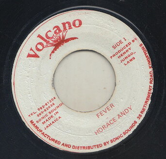 ・アーティスト Horace Andy ・タイトル Fever ・レーベル・型番 Volcano NONE ・フォーマット 7インチレコード ・コンディション(盤) 良い (VG+) ・コンディション(ジャケット) ・コンディション(帯) オビなし ・特記事項 【レーベルに書き込み】 サンプル画像です。実際の商品の画像ではありません 商品写真はバーコード/カタログ番号に対応したサンプル画像ですので、お送りする商品の画像ではありません。帯やライナーなどの付属品は、特記事項に記載されている場合のみ含まれます。プロモやカラーレコードなどの仕様についても、該当する場合のみ特記事項に記載しています。 【ご購入前に必ずご確認ください】 ・本店サイト(www.recordcity.jp)とは価格、送料が違います ・本店サイト、その他支店のオーダーとは同梱発送できません ・注文確定後に別の注文を頂いた場合、注文同士の同梱は致しかねます。 ・別倉庫から発送しているため、店頭受け渡しは対応しておりません ・一部商品は他の通販サイトでも販売しているため、ご注文のタイミングによっては商品のご用意ができない場合がございます。 ・土日祝日はお休みです 金曜・祝前日9時以降のご連絡またはご入金は、返答または発送が週明け・祝日明けに順次対応となります。 ・ご購入後のキャンセル不可 ご購入後のキャンセルはいかなる理由においてもお受けできません。ご了承の上、ご購入くださいませ。 ・日本郵便(ゆうパック/ゆうメール)によるお届けになります。 ・中古品であることをご理解ください 当ストアでは中古商品を主に販売しております。中古品であることをご理解の上ご購入ください。また、一部商品はRecordCityオンラインストアで試聴可能です。 ・返品について お客様のご都合による返品は一切承っておりません。 表記の内容と実際の商品に相違がある場合、また針飛び等で返品・返金をご希望される場合は、商品の到着後1週間以内にご連絡ください。商品の返送をこちらで確認後、キャンセル・返金を行います。 コンディションVG以下の商品は返品できません。プレイに影響のない表面のこすれ傷、プレス起因のノイズ盤は返品の対象外です。 【コンディション表記】 ・ほぼ新品(M-)(Like New) 完全な新品。未使用。当店ではほぼ使用しません ・非常に良い(EX)(Excellent) 中古盤として美品な状態。わずかな経年を感じるものの傷みを感じさせない、当店基準で最高の状態 ・良い(VG+)(Very Good Plus) 丁寧に扱われた中古品で、軽い使用感がみられる。 ・可(VG)(Acceptable) 使い込まれた中古品で、「良い」よりもさらに使用感がみられる。 ・悪い(VG-)(Bad) 状態が悪いアイテム。使用の保障はなく、再生不可、針飛び、目立つノイズがあるかもしれない。状態によるクレーム不可。返品不可。 ・非常に悪い(G)(Very Bad) 「悪い」よりさらに状態が悪いアイテム。使用の保障はなく、再生不可、針飛び、目立つノイズがあるかもしれない。状態によるクレーム不可。返品不可。 ・ジャンク(Fair)(Junk/Fair) 割れている、反っている、水ダメージがある、カビ、ジャケットが分離している、ひどい書き込み、ひどい擦れなど最低の状態。使用の保障はなく、再生不可、針飛び、目立つノイズがあるかもしれない。状態によるクレーム不可。返品不可。 ・ジャンク(Poor)(Junk/Poor) 割れている、反っている、水ダメージがある、カビ、ジャケットが分離している、ひどい書き込み、ひどい擦れなど最低の状態。使用の保障はなく、再生不可、針飛び、目立つノイズがあるかもしれない。状態によるクレーム不可。返品不可。
