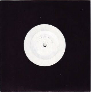 ・アーティスト Huggy Bear ・タイトル February 14th ・レーベル・型番 Catcall PUSS002 ・フォーマット 7インチレコード ・コンディション(盤) 良い (VG+) ・コンディション(ジャケット) 良い (VG+) ・コンディション(帯) オビなし ・特記事項 【盤に浅い跡】 サンプル画像です。実際の商品の画像ではありません 商品写真はバーコード/カタログ番号に対応したサンプル画像ですので、お送りする商品の画像ではありません。帯やライナーなどの付属品は、特記事項に記載されている場合のみ含まれます。プロモやカラーレコードなどの仕様についても、該当する場合のみ特記事項に記載しています。 【ご購入前に必ずご確認ください】 ・本店サイト(www.recordcity.jp)とは価格、送料が違います ・本店サイト、その他支店のオーダーとは同梱発送できません ・注文確定後に別の注文を頂いた場合、注文同士の同梱は致しかねます。 ・別倉庫から発送しているため、店頭受け渡しは対応しておりません ・一部商品は他の通販サイトでも販売しているため、ご注文のタイミングによっては商品のご用意ができない場合がございます。 ・土日祝日はお休みです 金曜・祝前日9時以降のご連絡またはご入金は、返答または発送が週明け・祝日明けに順次対応となります。 ・ご購入後のキャンセル不可 ご購入後のキャンセルはいかなる理由においてもお受けできません。ご了承の上、ご購入くださいませ。 ・日本郵便(ゆうパック/ゆうメール)によるお届けになります。 ・中古品であることをご理解ください 当ストアでは中古商品を主に販売しております。中古品であることをご理解の上ご購入ください。また、一部商品はRecordCityオンラインストアで試聴可能です。 ・返品について お客様のご都合による返品は一切承っておりません。 表記の内容と実際の商品に相違がある場合、また針飛び等で返品・返金をご希望される場合は、商品の到着後1週間以内にご連絡ください。商品の返送をこちらで確認後、キャンセル・返金を行います。 コンディションVG以下の商品は返品できません。プレイに影響のない表面のこすれ傷、プレス起因のノイズ盤は返品の対象外です。 【コンディション表記】 ・ほぼ新品(M-)(Like New) 完全な新品。未使用。当店ではほぼ使用しません ・非常に良い(EX)(Excellent) 中古盤として美品な状態。わずかな経年を感じるものの傷みを感じさせない、当店基準で最高の状態 ・良い(VG+)(Very Good Plus) 丁寧に扱われた中古品で、軽い使用感がみられる。 ・可(VG)(Acceptable) 使い込まれた中古品で、「良い」よりもさらに使用感がみられる。 ・悪い(VG-)(Bad) 状態が悪いアイテム。使用の保障はなく、再生不可、針飛び、目立つノイズがあるかもしれない。状態によるクレーム不可。返品不可。 ・非常に悪い(G)(Very Bad) 「悪い」よりさらに状態が悪いアイテム。使用の保障はなく、再生不可、針飛び、目立つノイズがあるかもしれない。状態によるクレーム不可。返品不可。 ・ジャンク(Fair)(Junk/Fair) 割れている、反っている、水ダメージがある、カビ、ジャケットが分離している、ひどい書き込み、ひどい擦れなど最低の状態。使用の保障はなく、再生不可、針飛び、目立つノイズがあるかもしれない。状態によるクレーム不可。返品不可。 ・ジャンク(Poor)(Junk/Poor) 割れている、反っている、水ダメージがある、カビ、ジャケットが分離している、ひどい書き込み、ひどい擦れなど最低の状態。使用の保障はなく、再生不可、針飛び、目立つノイズがあるかもしれない。状態によるクレーム不可。返品不可。