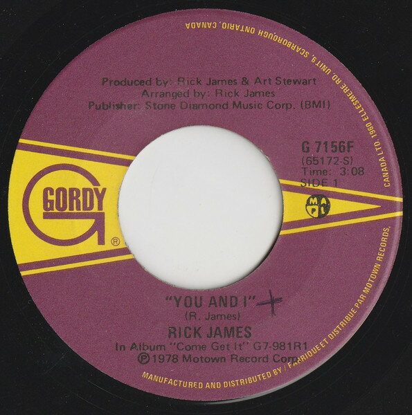 ・アーティスト Rick James ・タイトル You And I / Hollywood ・レーベル Gordy G7156F ・フォーマット 7インチレコード ・コンディション(盤) 良い (VG+) ・コンディション(ジャケット) プレインカバー（元ジャケット／カバー無し） ・コンディション(帯) オビなし ・特記事項 サンプル画像です。実際の商品の画像ではありません 商品写真はバーコード/カタログ番号に対応したサンプル画像ですので、お送りする商品の画像ではありません。帯やライナーなどの付属品は、特記事項に記載されている場合のみ含まれます。プロモやカラーレコードなどの仕様についても、該当する場合のみ特記事項に記載しています。 【ご購入前に必ずご確認ください】 ・本店サイト(www.recordcity.jp)とは価格、送料が違います ・本店サイト、その他支店のオーダーとは同梱発送できません ・別倉庫から発送しているため、店頭受け渡しは対応しておりません ・一部商品は他の通販サイトでも販売しているため、ご注文のタイミングによっては商品のご用意ができない場合がございます。 ・土日祝日はお休みです 金曜・祝前日9時以降のご連絡またはご入金は、返答または発送が週明け・祝日明けに順次対応となります。 ・ご購入後のキャンセル不可 ご購入後のキャンセルはいかなる理由においてもお受けできません。ご了承の上、ご購入くださいませ。 ・日本郵便(ゆうパック/ゆうメール)によるお届けになります。 ・中古品であることをご理解ください 当ストアではお客様よりお譲りいただいた中古商品を主に販売しております。中古品であることをご理解の上ご購入ください。また、一部商品はRecordCityオンラインストアで試聴可能です。 ・返品について お客様のご都合による返品は一切承っておりません。 表記の内容と実際の商品に相違がある場合、また針飛び等で返品・返金をご希望される場合は、商品の到着後1週間以内にご連絡ください。商品の返送をこちらで確認後、キャンセル・返金を行います。 コンディションVG以下の商品は返品できません。プレイに影響のない表面のこすれ傷、プレス起因のノイズ盤は返品の対象外です。 【コンディション表記】 ・ほぼ新品(M-)(Like New) 完全な新品。未使用。当店ではほぼ使用しません ・非常に良い(EX)(Excellent) 中古盤として美品な状態。わずかな経年を感じるものの傷みを感じさせない、当店基準で最高の状態 ・良い(VG+)(Very Good Plus) 丁寧に扱われた中古品で、軽い使用感がみられる。 ・可(VG)(Acceptable) 使い込まれた中古品で、「良い」よりもさらに使用感がみられる。 ・悪い(VG-)(Bad) 状態が悪いアイテム。使用の保障はなく、再生不可、針飛び、目立つノイズがあるかもしれない。状態によるクレーム不可。返品不可。 ・非常に悪い(G)(Very Bad) 「悪い」よりさらに状態が悪いアイテム。使用の保障はなく、再生不可、針飛び、目立つノイズがあるかもしれない。状態によるクレーム不可。返品不可。 ・ジャンク(Fair)(Junk/Fair) 割れている、反っている、水ダメージがある、カビ、ジャケットが分離している、ひどい書き込み、ひどい擦れなど最低の状態。使用の保障はなく、再生不可、針飛び、目立つノイズがあるかもしれない。状態によるクレーム不可。返品不可。 ・ジャンク(Poor)(Junk/Poor) 割れている、反っている、水ダメージがある、カビ、ジャケットが分離している、ひどい書き込み、ひどい擦れなど最低の状態。使用の保障はなく、再生不可、針飛び、目立つノイズがあるかもしれない。状態によるクレーム不可。返品不可。
