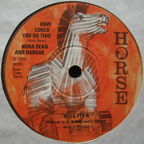 ・アーティスト Nora Dean & Dansak ・タイトル How Could You Do This / Album Of My Life ・レーベル・型番 Horse HOSS113 ・フォーマット 7インチレコード ・コンディション(盤) 非常に良い(EX) ・コンディション(ジャケット) ・コンディション(帯) オビなし ・特記事項 サンプル画像です。実際の商品の画像ではありません 商品写真はバーコード/カタログ番号に対応したサンプル画像ですので、お送りする商品の画像ではありません。帯やライナーなどの付属品は、特記事項に記載されている場合のみ含まれます。プロモやカラーレコードなどの仕様についても、該当する場合のみ特記事項に記載しています。 【ご購入前に必ずご確認ください】 ・本店サイト(www.recordcity.jp)とは価格、送料が違います ・本店サイト、その他支店のオーダーとは同梱発送できません ・注文確定後に別の注文を頂いた場合、注文同士の同梱は致しかねます。 ・別倉庫から発送しているため、店頭受け渡しは対応しておりません ・一部商品は他の通販サイトでも販売しているため、ご注文のタイミングによっては商品のご用意ができない場合がございます。 ・土日祝日はお休みです 金曜・祝前日9時以降のご連絡またはご入金は、返答または発送が週明け・祝日明けに順次対応となります。 ・ご購入後のキャンセル不可 ご購入後のキャンセルはいかなる理由においてもお受けできません。ご了承の上、ご購入くださいませ。 ・日本郵便(ゆうパック/ゆうメール)によるお届けになります。 ・中古品であることをご理解ください 当ストアでは中古商品を主に販売しております。中古品であることをご理解の上ご購入ください。また、一部商品はRecordCityオンラインストアで試聴可能です。 ・返品について お客様のご都合による返品は一切承っておりません。 表記の内容と実際の商品に相違がある場合、また針飛び等で返品・返金をご希望される場合は、商品の到着後1週間以内にご連絡ください。商品の返送をこちらで確認後、キャンセル・返金を行います。 コンディションVG以下の商品は返品できません。プレイに影響のない表面のこすれ傷、プレス起因のノイズ盤は返品の対象外です。 【コンディション表記】 ・ほぼ新品(M-)(Like New) 完全な新品。未使用。当店ではほぼ使用しません ・非常に良い(EX)(Excellent) 中古盤として美品な状態。わずかな経年を感じるものの傷みを感じさせない、当店基準で最高の状態 ・良い(VG+)(Very Good Plus) 丁寧に扱われた中古品で、軽い使用感がみられる。 ・可(VG)(Acceptable) 使い込まれた中古品で、「良い」よりもさらに使用感がみられる。 ・悪い(VG-)(Bad) 状態が悪いアイテム。使用の保障はなく、再生不可、針飛び、目立つノイズがあるかもしれない。状態によるクレーム不可。返品不可。 ・非常に悪い(G)(Very Bad) 「悪い」よりさらに状態が悪いアイテム。使用の保障はなく、再生不可、針飛び、目立つノイズがあるかもしれない。状態によるクレーム不可。返品不可。 ・ジャンク(Fair)(Junk/Fair) 割れている、反っている、水ダメージがある、カビ、ジャケットが分離している、ひどい書き込み、ひどい擦れなど最低の状態。使用の保障はなく、再生不可、針飛び、目立つノイズがあるかもしれない。状態によるクレーム不可。返品不可。 ・ジャンク(Poor)(Junk/Poor) 割れている、反っている、水ダメージがある、カビ、ジャケットが分離している、ひどい書き込み、ひどい擦れなど最低の状態。使用の保障はなく、再生不可、針飛び、目立つノイズがあるかもしれない。状態によるクレーム不可。返品不可。