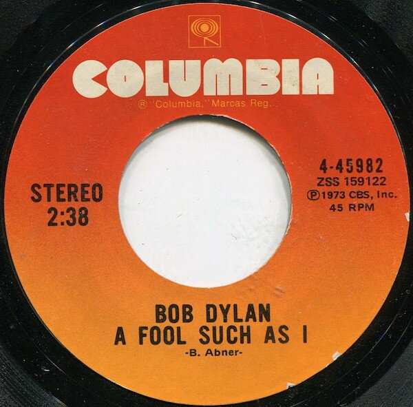 ・アーティスト Bob Dylan ・タイトル A Fool Such As I ・レーベル・型番 Columbia 445982 ・フォーマット 7インチレコード ・コンディション(盤) 良い (VG+) ・コンディション(ジャケット) プレインカバー（元ジャケット／カバー無し） ・コンディション(帯) オビなし ・特記事項 サンプル画像です。実際の商品の画像ではありません 商品写真はバーコード/カタログ番号に対応したサンプル画像ですので、お送りする商品の画像ではありません。帯やライナーなどの付属品は、特記事項に記載されている場合のみ含まれます。プロモやカラーレコードなどの仕様についても、該当する場合のみ特記事項に記載しています。 【ご購入前に必ずご確認ください】 ・本店サイト(www.recordcity.jp)とは価格、送料が違います ・本店サイト、その他支店のオーダーとは同梱発送できません ・注文確定後に別の注文を頂いた場合、注文同士の同梱は致しかねます。 ・別倉庫から発送しているため、店頭受け渡しは対応しておりません ・一部商品は他の通販サイトでも販売しているため、ご注文のタイミングによっては商品のご用意ができない場合がございます。 ・土日祝日はお休みです 金曜・祝前日9時以降のご連絡またはご入金は、返答または発送が週明け・祝日明けに順次対応となります。 ・ご購入後のキャンセル不可 ご購入後のキャンセルはいかなる理由においてもお受けできません。ご了承の上、ご購入くださいませ。 ・日本郵便(ゆうパック/ゆうメール)によるお届けになります。 ・中古品であることをご理解ください 当ストアでは中古商品を主に販売しております。中古品であることをご理解の上ご購入ください。また、一部商品はRecordCityオンラインストアで試聴可能です。 ・返品について お客様のご都合による返品は一切承っておりません。 表記の内容と実際の商品に相違がある場合、また針飛び等で返品・返金をご希望される場合は、商品の到着後1週間以内にご連絡ください。商品の返送をこちらで確認後、キャンセル・返金を行います。 コンディションVG以下の商品は返品できません。プレイに影響のない表面のこすれ傷、プレス起因のノイズ盤は返品の対象外です。 【コンディション表記】 ・ほぼ新品(M-)(Like New) 完全な新品。未使用。当店ではほぼ使用しません ・非常に良い(EX)(Excellent) 中古盤として美品な状態。わずかな経年を感じるものの傷みを感じさせない、当店基準で最高の状態 ・良い(VG+)(Very Good Plus) 丁寧に扱われた中古品で、軽い使用感がみられる。 ・可(VG)(Acceptable) 使い込まれた中古品で、「良い」よりもさらに使用感がみられる。 ・悪い(VG-)(Bad) 状態が悪いアイテム。使用の保障はなく、再生不可、針飛び、目立つノイズがあるかもしれない。状態によるクレーム不可。返品不可。 ・非常に悪い(G)(Very Bad) 「悪い」よりさらに状態が悪いアイテム。使用の保障はなく、再生不可、針飛び、目立つノイズがあるかもしれない。状態によるクレーム不可。返品不可。 ・ジャンク(Fair)(Junk/Fair) 割れている、反っている、水ダメージがある、カビ、ジャケットが分離している、ひどい書き込み、ひどい擦れなど最低の状態。使用の保障はなく、再生不可、針飛び、目立つノイズがあるかもしれない。状態によるクレーム不可。返品不可。 ・ジャンク(Poor)(Junk/Poor) 割れている、反っている、水ダメージがある、カビ、ジャケットが分離している、ひどい書き込み、ひどい擦れなど最低の状態。使用の保障はなく、再生不可、針飛び、目立つノイズがあるかもしれない。状態によるクレーム不可。返品不可。