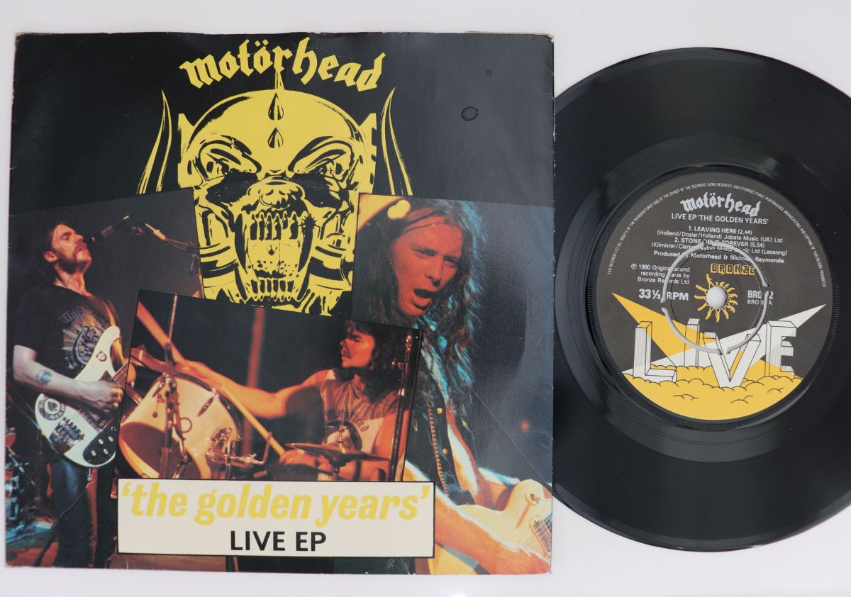   アーティスト Motorhead タイトル Golden Years' Live EP レーベル・型番 BRONZE BRO92 フォーマット 7" コンディション   盤 ：(当店のコンディション確認は全て目視で行っております) 良い (VG+) ジャケット ：(当店のコンディション確認は全て目視で行っております) 良い (VG+) 帯 ： オビなし コンディション表記：Sealed > M- > EX+ > EX > EX- > VG+ > VG > VG- > G （コンディションに関する詳細は※をご覧ください） 重量 80g 特記事項 ▼ 実際に発送される商品の画像です ▼      ご購入前に必ずご確認ください ○本店サイトとは価格、送料が違います ○本店サイト、その他支店のオーダーとは同梱発送できません ○消費税がかかります ○別倉庫から発送しているため、店頭受け渡しは対応しておりません ○土日祝日はお休みです 金曜・祝前日9時以降のご連絡またはご入金は、返答または発送が週明けに順次対応となります。 ○日本郵便(ゆうパック/ゆうメール)で発送します ○中古品であることをご理解ください 当ストアではお客様よりお譲りいただいた中古商品を販売しております。中古品であることをご理解の上ご入札ください。一部商品はRecordCityウェブショップで試聴可能です。恐れ入りますが神経質な方はご入札をお控えください。 ○他の通販サイトでも同時に販売しています ・一部商品は他の通販サイトでも販売しているため、ご注文のタイミングによっては商品のご用意ができない場合がございます。ご了承ください。 ○返品について お客様のご都合による商品のご返品は一切承っておりません。 リスティングと実際の商品に相違がある場合、また針飛び等で返品をご希望される場合は商品の到着後1週間以内にご連絡ください。また返金は弊社への返送を確認後となります。返金方法はお支払い方法により異なります。ご了承ください。 コンディションVG以下の商品は返品できません。    ※コンディションについて   当店のコンディションは全て目視で行っております。一部商品はRecordcityウェブショップで試聴可能です。 付属品は内容物、状態共に全て写真にてご確認ください。 一般的な古い低額中古レコードを大量に販売しています。 グレーディングは厳しくしていますが、無傷なコレクターズアイテムにこだわる方はトラブルを避けるため入札をお控えください。   《返金対象外》 プレイに影響のない表面のこすれ傷 プレス起因のノイズ盤   《コンディション表記》 ほぼ新品 (M-) （Like New） ： 完全な新品。未使用。当店ではほぼ使用しません 非常に良い (EX) （Excellent） ： 中古盤として美品な状態。わずかな経年を感じるものの傷みを感じさせない、当店基準で最高の状態 良い (VG+) （Very Good Plus） ： 丁寧に扱われた中古品で、軽い使用感がみられる。 可 (VG) （Acceptable） ： 使い込まれた中古品で、「良い」よりもさらに使用感がみられる。 悪い (VG-) （Bad） ： 状態が悪いアイテム。使用の保障はなく、再生不可、針飛び、目立つノイズがあるかもしれない。 状態によるクレーム不可。返品不可。 非常に悪い(G) （Very Bad） ： 「悪い」よりさらに状態が悪いアイテム。使用の保障はなく、再生不可、針飛び、目立つノイズがあるかもしれない。 状態によるクレーム不可。返品不可。 ジャンク (Fair) （Junk (Fair)） ： 割れている、反っている、水ダメージがある、カビ、ジャケットが分離している、ひどい書き込み、ひどい擦れなど最低の状態。 使用の保障はなく、再生不可、針飛び、目立つノイズがあるかもしれない。 状態によるクレーム不可。返品不可。 ジャンク (Poor) （Junk (Poor)） ： 割れている、反っている、水ダメージがある、カビ、ジャケットが分離している、ひどい書き込み、ひどい擦れなど最低の状態。 使用の保障はなく、再生不可、針飛び、目立つノイズがあるかもしれない。 状態によるクレーム不可。返品不可。  