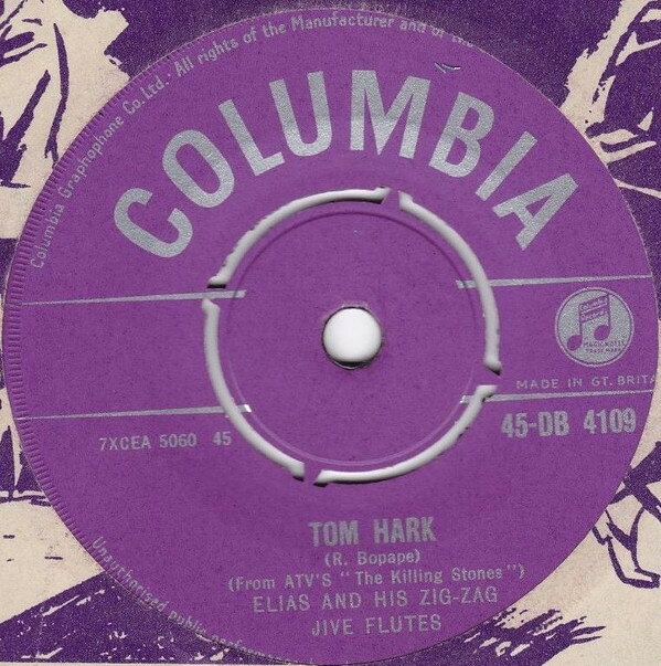 ・アーティスト Elias & His Zig-Zag Jive Flutes ・タイトル Tom Hark ・レーベル・型番 Columbia 45DB4109 ・フォーマット 7インチレコード ・コンディション(盤) 可 (VG) ・コンディション(ジャケット) プレインカバー（元ジャケット／カバー無し） ・コンディション(帯) オビなし ・特記事項 【盤に目立った跡】 サンプル画像です。実際の商品の画像ではありません 商品写真はバーコード/カタログ番号に対応したサンプル画像ですので、お送りする商品の画像ではありません。帯やライナーなどの付属品は、特記事項に記載されている場合のみ含まれます。プロモやカラーレコードなどの仕様についても、該当する場合のみ特記事項に記載しています。 【ご購入前に必ずご確認ください】 ・本店サイト(www.recordcity.jp)とは価格、送料が違います ・本店サイト、その他支店のオーダーとは同梱発送できません ・注文確定後に別の注文を頂いた場合、注文同士の同梱は致しかねます。 ・別倉庫から発送しているため、店頭受け渡しは対応しておりません ・一部商品は他の通販サイトでも販売しているため、ご注文のタイミングによっては商品のご用意ができない場合がございます。 ・土日祝日はお休みです 金曜・祝前日9時以降のご連絡またはご入金は、返答または発送が週明け・祝日明けに順次対応となります。 ・ご購入後のキャンセル不可 ご購入後のキャンセルはいかなる理由においてもお受けできません。ご了承の上、ご購入くださいませ。 ・日本郵便(ゆうパック/ゆうメール)によるお届けになります。 ・中古品であることをご理解ください 当ストアでは中古商品を主に販売しております。中古品であることをご理解の上ご購入ください。また、一部商品はRecordCityオンラインストアで試聴可能です。 ・返品について お客様のご都合による返品は一切承っておりません。 表記の内容と実際の商品に相違がある場合、また針飛び等で返品・返金をご希望される場合は、商品の到着後1週間以内にご連絡ください。商品の返送をこちらで確認後、キャンセル・返金を行います。 コンディションVG以下の商品は返品できません。プレイに影響のない表面のこすれ傷、プレス起因のノイズ盤は返品の対象外です。 【コンディション表記】 ・ほぼ新品(M-)(Like New) 完全な新品。未使用。当店ではほぼ使用しません ・非常に良い(EX)(Excellent) 中古盤として美品な状態。わずかな経年を感じるものの傷みを感じさせない、当店基準で最高の状態 ・良い(VG+)(Very Good Plus) 丁寧に扱われた中古品で、軽い使用感がみられる。 ・可(VG)(Acceptable) 使い込まれた中古品で、「良い」よりもさらに使用感がみられる。 ・悪い(VG-)(Bad) 状態が悪いアイテム。使用の保障はなく、再生不可、針飛び、目立つノイズがあるかもしれない。状態によるクレーム不可。返品不可。 ・非常に悪い(G)(Very Bad) 「悪い」よりさらに状態が悪いアイテム。使用の保障はなく、再生不可、針飛び、目立つノイズがあるかもしれない。状態によるクレーム不可。返品不可。 ・ジャンク(Fair)(Junk/Fair) 割れている、反っている、水ダメージがある、カビ、ジャケットが分離している、ひどい書き込み、ひどい擦れなど最低の状態。使用の保障はなく、再生不可、針飛び、目立つノイズがあるかもしれない。状態によるクレーム不可。返品不可。 ・ジャンク(Poor)(Junk/Poor) 割れている、反っている、水ダメージがある、カビ、ジャケットが分離している、ひどい書き込み、ひどい擦れなど最低の状態。使用の保障はなく、再生不可、針飛び、目立つノイズがあるかもしれない。状態によるクレーム不可。返品不可。
