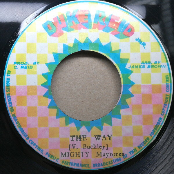 ・アーティスト Maytones ・タイトル The Way ・レーベル・型番 Duke Reid Jnr. NONE ・フォーマット 7インチレコード ・コンディション(盤) 非常に良い(EX) ・コンディション(ジャケット) ・コンディション(帯) オビなし ・特記事項 サンプル画像です。実際の商品の画像ではありません 商品写真はバーコード/カタログ番号に対応したサンプル画像ですので、お送りする商品の画像ではありません。帯やライナーなどの付属品は、特記事項に記載されている場合のみ含まれます。プロモやカラーレコードなどの仕様についても、該当する場合のみ特記事項に記載しています。 【ご購入前に必ずご確認ください】 ・本店サイト(www.recordcity.jp)とは価格、送料が違います ・本店サイト、その他支店のオーダーとは同梱発送できません ・注文確定後に別の注文を頂いた場合、注文同士の同梱は致しかねます。 ・別倉庫から発送しているため、店頭受け渡しは対応しておりません ・一部商品は他の通販サイトでも販売しているため、ご注文のタイミングによっては商品のご用意ができない場合がございます。 ・土日祝日はお休みです 金曜・祝前日9時以降のご連絡またはご入金は、返答または発送が週明け・祝日明けに順次対応となります。 ・ご購入後のキャンセル不可 ご購入後のキャンセルはいかなる理由においてもお受けできません。ご了承の上、ご購入くださいませ。 ・日本郵便(ゆうパック/ゆうメール)によるお届けになります。 ・中古品であることをご理解ください 当ストアでは中古商品を主に販売しております。中古品であることをご理解の上ご購入ください。また、一部商品はRecordCityオンラインストアで試聴可能です。 ・返品について お客様のご都合による返品は一切承っておりません。 表記の内容と実際の商品に相違がある場合、また針飛び等で返品・返金をご希望される場合は、商品の到着後1週間以内にご連絡ください。商品の返送をこちらで確認後、キャンセル・返金を行います。 コンディションVG以下の商品は返品できません。プレイに影響のない表面のこすれ傷、プレス起因のノイズ盤は返品の対象外です。 【コンディション表記】 ・ほぼ新品(M-)(Like New) 完全な新品。未使用。当店ではほぼ使用しません ・非常に良い(EX)(Excellent) 中古盤として美品な状態。わずかな経年を感じるものの傷みを感じさせない、当店基準で最高の状態 ・良い(VG+)(Very Good Plus) 丁寧に扱われた中古品で、軽い使用感がみられる。 ・可(VG)(Acceptable) 使い込まれた中古品で、「良い」よりもさらに使用感がみられる。 ・悪い(VG-)(Bad) 状態が悪いアイテム。使用の保障はなく、再生不可、針飛び、目立つノイズがあるかもしれない。状態によるクレーム不可。返品不可。 ・非常に悪い(G)(Very Bad) 「悪い」よりさらに状態が悪いアイテム。使用の保障はなく、再生不可、針飛び、目立つノイズがあるかもしれない。状態によるクレーム不可。返品不可。 ・ジャンク(Fair)(Junk/Fair) 割れている、反っている、水ダメージがある、カビ、ジャケットが分離している、ひどい書き込み、ひどい擦れなど最低の状態。使用の保障はなく、再生不可、針飛び、目立つノイズがあるかもしれない。状態によるクレーム不可。返品不可。 ・ジャンク(Poor)(Junk/Poor) 割れている、反っている、水ダメージがある、カビ、ジャケットが分離している、ひどい書き込み、ひどい擦れなど最低の状態。使用の保障はなく、再生不可、針飛び、目立つノイズがあるかもしれない。状態によるクレーム不可。返品不可。