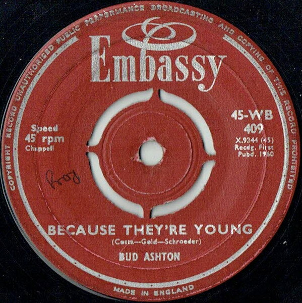 ・アーティスト Bud Ashton ・タイトル Because They're Young / Apache ・レーベル・型番 Embassy 45WB409 ・フォーマット 7インチレコード ・コンディション(盤) 非常に良い(EX) ・コンディション(ジャケット) プレインカバー（元ジャケット／カバー無し） ・コンディション(帯) オビなし ・特記事項 サンプル画像です。実際の商品の画像ではありません 商品写真はバーコード/カタログ番号に対応したサンプル画像ですので、お送りする商品の画像ではありません。帯やライナーなどの付属品は、特記事項に記載されている場合のみ含まれます。プロモやカラーレコードなどの仕様についても、該当する場合のみ特記事項に記載しています。 【ご購入前に必ずご確認ください】 ・本店サイト(www.recordcity.jp)とは価格、送料が違います ・本店サイト、その他支店のオーダーとは同梱発送できません ・注文確定後に別の注文を頂いた場合、注文同士の同梱は致しかねます。 ・別倉庫から発送しているため、店頭受け渡しは対応しておりません ・一部商品は他の通販サイトでも販売しているため、ご注文のタイミングによっては商品のご用意ができない場合がございます。 ・土日祝日はお休みです 金曜・祝前日9時以降のご連絡またはご入金は、返答または発送が週明け・祝日明けに順次対応となります。 ・ご購入後のキャンセル不可 ご購入後のキャンセルはいかなる理由においてもお受けできません。ご了承の上、ご購入くださいませ。 ・日本郵便(ゆうパック/ゆうメール)によるお届けになります。 ・中古品であることをご理解ください 当ストアでは中古商品を主に販売しております。中古品であることをご理解の上ご購入ください。また、一部商品はRecordCityオンラインストアで試聴可能です。 ・返品について お客様のご都合による返品は一切承っておりません。 表記の内容と実際の商品に相違がある場合、また針飛び等で返品・返金をご希望される場合は、商品の到着後1週間以内にご連絡ください。商品の返送をこちらで確認後、キャンセル・返金を行います。 コンディションVG以下の商品は返品できません。プレイに影響のない表面のこすれ傷、プレス起因のノイズ盤は返品の対象外です。 【コンディション表記】 ・ほぼ新品(M-)(Like New) 完全な新品。未使用。当店ではほぼ使用しません ・非常に良い(EX)(Excellent) 中古盤として美品な状態。わずかな経年を感じるものの傷みを感じさせない、当店基準で最高の状態 ・良い(VG+)(Very Good Plus) 丁寧に扱われた中古品で、軽い使用感がみられる。 ・可(VG)(Acceptable) 使い込まれた中古品で、「良い」よりもさらに使用感がみられる。 ・悪い(VG-)(Bad) 状態が悪いアイテム。使用の保障はなく、再生不可、針飛び、目立つノイズがあるかもしれない。状態によるクレーム不可。返品不可。 ・非常に悪い(G)(Very Bad) 「悪い」よりさらに状態が悪いアイテム。使用の保障はなく、再生不可、針飛び、目立つノイズがあるかもしれない。状態によるクレーム不可。返品不可。 ・ジャンク(Fair)(Junk/Fair) 割れている、反っている、水ダメージがある、カビ、ジャケットが分離している、ひどい書き込み、ひどい擦れなど最低の状態。使用の保障はなく、再生不可、針飛び、目立つノイズがあるかもしれない。状態によるクレーム不可。返品不可。 ・ジャンク(Poor)(Junk/Poor) 割れている、反っている、水ダメージがある、カビ、ジャケットが分離している、ひどい書き込み、ひどい擦れなど最低の状態。使用の保障はなく、再生不可、針飛び、目立つノイズがあるかもしれない。状態によるクレーム不可。返品不可。