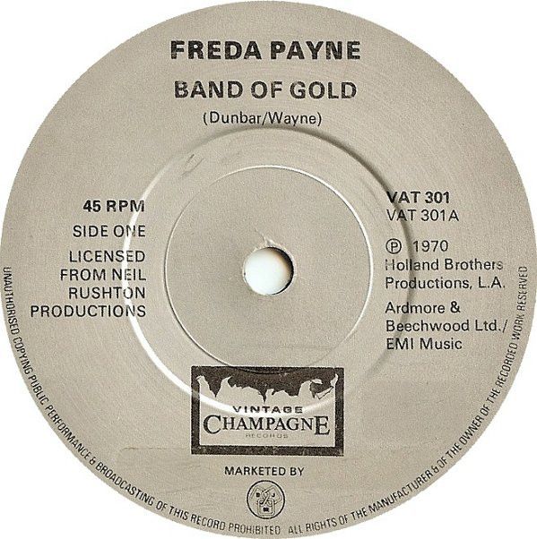 ・アーティスト Freda Payne ・タイトル Band Of Gold ・レーベル・型番 Vintage Champagne Records VAT301 ・フォーマット 7インチレコード ・コンディション(盤) 非常に良い(EX) ・コンディション(ジャケット) プレインカバー（元ジャケット／カバー無し） ・コンディション(帯) オビなし ・特記事項 サンプル画像です。実際の商品の画像ではありません 商品写真はバーコード/カタログ番号に対応したサンプル画像ですので、お送りする商品の画像ではありません。帯やライナーなどの付属品は、特記事項に記載されている場合のみ含まれます。プロモやカラーレコードなどの仕様についても、該当する場合のみ特記事項に記載しています。 【ご購入前に必ずご確認ください】 ・本店サイト(www.recordcity.jp)とは価格、送料が違います ・本店サイト、その他支店のオーダーとは同梱発送できません ・注文確定後に別の注文を頂いた場合、注文同士の同梱は致しかねます。 ・別倉庫から発送しているため、店頭受け渡しは対応しておりません ・一部商品は他の通販サイトでも販売しているため、ご注文のタイミングによっては商品のご用意ができない場合がございます。 ・土日祝日はお休みです 金曜・祝前日9時以降のご連絡またはご入金は、返答または発送が週明け・祝日明けに順次対応となります。 ・ご購入後のキャンセル不可 ご購入後のキャンセルはいかなる理由においてもお受けできません。ご了承の上、ご購入くださいませ。 ・日本郵便(ゆうパック/ゆうメール)によるお届けになります。 ・中古品であることをご理解ください 当ストアでは中古商品を主に販売しております。中古品であることをご理解の上ご購入ください。また、一部商品はRecordCityオンラインストアで試聴可能です。 ・返品について お客様のご都合による返品は一切承っておりません。 表記の内容と実際の商品に相違がある場合、また針飛び等で返品・返金をご希望される場合は、商品の到着後1週間以内にご連絡ください。商品の返送をこちらで確認後、キャンセル・返金を行います。 コンディションVG以下の商品は返品できません。プレイに影響のない表面のこすれ傷、プレス起因のノイズ盤は返品の対象外です。 【コンディション表記】 ・ほぼ新品(M-)(Like New) 完全な新品。未使用。当店ではほぼ使用しません ・非常に良い(EX)(Excellent) 中古盤として美品な状態。わずかな経年を感じるものの傷みを感じさせない、当店基準で最高の状態 ・良い(VG+)(Very Good Plus) 丁寧に扱われた中古品で、軽い使用感がみられる。 ・可(VG)(Acceptable) 使い込まれた中古品で、「良い」よりもさらに使用感がみられる。 ・悪い(VG-)(Bad) 状態が悪いアイテム。使用の保障はなく、再生不可、針飛び、目立つノイズがあるかもしれない。状態によるクレーム不可。返品不可。 ・非常に悪い(G)(Very Bad) 「悪い」よりさらに状態が悪いアイテム。使用の保障はなく、再生不可、針飛び、目立つノイズがあるかもしれない。状態によるクレーム不可。返品不可。 ・ジャンク(Fair)(Junk/Fair) 割れている、反っている、水ダメージがある、カビ、ジャケットが分離している、ひどい書き込み、ひどい擦れなど最低の状態。使用の保障はなく、再生不可、針飛び、目立つノイズがあるかもしれない。状態によるクレーム不可。返品不可。 ・ジャンク(Poor)(Junk/Poor) 割れている、反っている、水ダメージがある、カビ、ジャケットが分離している、ひどい書き込み、ひどい擦れなど最低の状態。使用の保障はなく、再生不可、針飛び、目立つノイズがあるかもしれない。状態によるクレーム不可。返品不可。