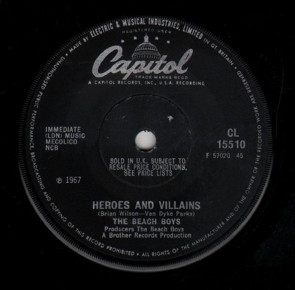 ・アーティスト Beach Boys ・タイトル Heroes And Villains ・レーベル・型番 Capitol Records CL15510 ・フォーマット 7インチレコード ・コンディション(盤) 良い (VG+) ・コンディション(ジャケット) プレインカバー（元ジャケット／カバー無し） ・コンディション(帯) オビなし ・特記事項 【盤に浅い跡】 サンプル画像です。実際の商品の画像ではありません 商品写真はバーコード/カタログ番号に対応したサンプル画像ですので、お送りする商品の画像ではありません。帯やライナーなどの付属品は、特記事項に記載されている場合のみ含まれます。プロモやカラーレコードなどの仕様についても、該当する場合のみ特記事項に記載しています。 【ご購入前に必ずご確認ください】 ・本店サイト(www.recordcity.jp)とは価格、送料が違います ・本店サイト、その他支店のオーダーとは同梱発送できません ・注文確定後に別の注文を頂いた場合、注文同士の同梱は致しかねます。 ・別倉庫から発送しているため、店頭受け渡しは対応しておりません ・一部商品は他の通販サイトでも販売しているため、ご注文のタイミングによっては商品のご用意ができない場合がございます。 ・土日祝日はお休みです 金曜・祝前日9時以降のご連絡またはご入金は、返答または発送が週明け・祝日明けに順次対応となります。 ・ご購入後のキャンセル不可 ご購入後のキャンセルはいかなる理由においてもお受けできません。ご了承の上、ご購入くださいませ。 ・日本郵便(ゆうパック/ゆうメール)によるお届けになります。 ・中古品であることをご理解ください 当ストアでは中古商品を主に販売しております。中古品であることをご理解の上ご購入ください。また、一部商品はRecordCityオンラインストアで試聴可能です。 ・返品について お客様のご都合による返品は一切承っておりません。 表記の内容と実際の商品に相違がある場合、また針飛び等で返品・返金をご希望される場合は、商品の到着後1週間以内にご連絡ください。商品の返送をこちらで確認後、キャンセル・返金を行います。 コンディションVG以下の商品は返品できません。プレイに影響のない表面のこすれ傷、プレス起因のノイズ盤は返品の対象外です。 【コンディション表記】 ・ほぼ新品(M-)(Like New) 完全な新品。未使用。当店ではほぼ使用しません ・非常に良い(EX)(Excellent) 中古盤として美品な状態。わずかな経年を感じるものの傷みを感じさせない、当店基準で最高の状態 ・良い(VG+)(Very Good Plus) 丁寧に扱われた中古品で、軽い使用感がみられる。 ・可(VG)(Acceptable) 使い込まれた中古品で、「良い」よりもさらに使用感がみられる。 ・悪い(VG-)(Bad) 状態が悪いアイテム。使用の保障はなく、再生不可、針飛び、目立つノイズがあるかもしれない。状態によるクレーム不可。返品不可。 ・非常に悪い(G)(Very Bad) 「悪い」よりさらに状態が悪いアイテム。使用の保障はなく、再生不可、針飛び、目立つノイズがあるかもしれない。状態によるクレーム不可。返品不可。 ・ジャンク(Fair)(Junk/Fair) 割れている、反っている、水ダメージがある、カビ、ジャケットが分離している、ひどい書き込み、ひどい擦れなど最低の状態。使用の保障はなく、再生不可、針飛び、目立つノイズがあるかもしれない。状態によるクレーム不可。返品不可。 ・ジャンク(Poor)(Junk/Poor) 割れている、反っている、水ダメージがある、カビ、ジャケットが分離している、ひどい書き込み、ひどい擦れなど最低の状態。使用の保障はなく、再生不可、針飛び、目立つノイズがあるかもしれない。状態によるクレーム不可。返品不可。