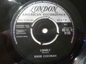 ・アーティスト Eddie Cochran ・タイトル Lonely ・レーベル・型番 London Records, London American Recordings 45HLG9196 ・フォーマット 7インチレコード ・コンディション(盤) 非常に良い(EX) ・コンディション(ジャケット) プレインカバー（元ジャケット／カバー無し） ・コンディション(帯) オビなし ・特記事項 【盤に薄い跡】 サンプル画像です。実際の商品の画像ではありません 商品写真はバーコード/カタログ番号に対応したサンプル画像ですので、お送りする商品の画像ではありません。帯やライナーなどの付属品は、特記事項に記載されている場合のみ含まれます。プロモやカラーレコードなどの仕様についても、該当する場合のみ特記事項に記載しています。 【ご購入前に必ずご確認ください】 ・本店サイト(www.recordcity.jp)とは価格、送料が違います ・本店サイト、その他支店のオーダーとは同梱発送できません ・注文確定後に別の注文を頂いた場合、注文同士の同梱は致しかねます。 ・別倉庫から発送しているため、店頭受け渡しは対応しておりません ・一部商品は他の通販サイトでも販売しているため、ご注文のタイミングによっては商品のご用意ができない場合がございます。 ・土日祝日はお休みです 金曜・祝前日9時以降のご連絡またはご入金は、返答または発送が週明け・祝日明けに順次対応となります。 ・ご購入後のキャンセル不可 ご購入後のキャンセルはいかなる理由においてもお受けできません。ご了承の上、ご購入くださいませ。 ・日本郵便(ゆうパック/ゆうメール)によるお届けになります。 ・中古品であることをご理解ください 当ストアでは中古商品を主に販売しております。中古品であることをご理解の上ご購入ください。また、一部商品はRecordCityオンラインストアで試聴可能です。 ・返品について お客様のご都合による返品は一切承っておりません。 表記の内容と実際の商品に相違がある場合、また針飛び等で返品・返金をご希望される場合は、商品の到着後1週間以内にご連絡ください。商品の返送をこちらで確認後、キャンセル・返金を行います。 コンディションVG以下の商品は返品できません。プレイに影響のない表面のこすれ傷、プレス起因のノイズ盤は返品の対象外です。 【コンディション表記】 ・ほぼ新品(M-)(Like New) 完全な新品。未使用。当店ではほぼ使用しません ・非常に良い(EX)(Excellent) 中古盤として美品な状態。わずかな経年を感じるものの傷みを感じさせない、当店基準で最高の状態 ・良い(VG+)(Very Good Plus) 丁寧に扱われた中古品で、軽い使用感がみられる。 ・可(VG)(Acceptable) 使い込まれた中古品で、「良い」よりもさらに使用感がみられる。 ・悪い(VG-)(Bad) 状態が悪いアイテム。使用の保障はなく、再生不可、針飛び、目立つノイズがあるかもしれない。状態によるクレーム不可。返品不可。 ・非常に悪い(G)(Very Bad) 「悪い」よりさらに状態が悪いアイテム。使用の保障はなく、再生不可、針飛び、目立つノイズがあるかもしれない。状態によるクレーム不可。返品不可。 ・ジャンク(Fair)(Junk/Fair) 割れている、反っている、水ダメージがある、カビ、ジャケットが分離している、ひどい書き込み、ひどい擦れなど最低の状態。使用の保障はなく、再生不可、針飛び、目立つノイズがあるかもしれない。状態によるクレーム不可。返品不可。 ・ジャンク(Poor)(Junk/Poor) 割れている、反っている、水ダメージがある、カビ、ジャケットが分離している、ひどい書き込み、ひどい擦れなど最低の状態。使用の保障はなく、再生不可、針飛び、目立つノイズがあるかもしれない。状態によるクレーム不可。返品不可。