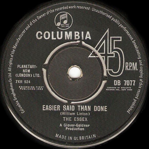 ・アーティスト Essex ・タイトル Easier Said Than Done ・レーベル・型番 Columbia DB7077 ・フォーマット 7インチレコード ・コンディション(盤) 良い (VG+) ・コンディション(ジャケット) プレインカバー（元ジャケット／カバー無し） ・コンディション(帯) オビなし ・特記事項 【盤に目立った跡】【盤汚れ】【Pushout Centre, Peeled Label】 サンプル画像です。実際の商品の画像ではありません 商品写真はバーコード/カタログ番号に対応したサンプル画像ですので、お送りする商品の画像ではありません。帯やライナーなどの付属品は、特記事項に記載されている場合のみ含まれます。プロモやカラーレコードなどの仕様についても、該当する場合のみ特記事項に記載しています。 【ご購入前に必ずご確認ください】 ・本店サイト(www.recordcity.jp)とは価格、送料が違います ・本店サイト、その他支店のオーダーとは同梱発送できません ・注文確定後に別の注文を頂いた場合、注文同士の同梱は致しかねます。 ・別倉庫から発送しているため、店頭受け渡しは対応しておりません ・一部商品は他の通販サイトでも販売しているため、ご注文のタイミングによっては商品のご用意ができない場合がございます。 ・土日祝日はお休みです 金曜・祝前日9時以降のご連絡またはご入金は、返答または発送が週明け・祝日明けに順次対応となります。 ・ご購入後のキャンセル不可 ご購入後のキャンセルはいかなる理由においてもお受けできません。ご了承の上、ご購入くださいませ。 ・日本郵便(ゆうパック/ゆうメール)によるお届けになります。 ・中古品であることをご理解ください 当ストアでは中古商品を主に販売しております。中古品であることをご理解の上ご購入ください。また、一部商品はRecordCityオンラインストアで試聴可能です。 ・返品について お客様のご都合による返品は一切承っておりません。 表記の内容と実際の商品に相違がある場合、また針飛び等で返品・返金をご希望される場合は、商品の到着後1週間以内にご連絡ください。商品の返送をこちらで確認後、キャンセル・返金を行います。 コンディションVG以下の商品は返品できません。プレイに影響のない表面のこすれ傷、プレス起因のノイズ盤は返品の対象外です。 【コンディション表記】 ・ほぼ新品(M-)(Like New) 完全な新品。未使用。当店ではほぼ使用しません ・非常に良い(EX)(Excellent) 中古盤として美品な状態。わずかな経年を感じるものの傷みを感じさせない、当店基準で最高の状態 ・良い(VG+)(Very Good Plus) 丁寧に扱われた中古品で、軽い使用感がみられる。 ・可(VG)(Acceptable) 使い込まれた中古品で、「良い」よりもさらに使用感がみられる。 ・悪い(VG-)(Bad) 状態が悪いアイテム。使用の保障はなく、再生不可、針飛び、目立つノイズがあるかもしれない。状態によるクレーム不可。返品不可。 ・非常に悪い(G)(Very Bad) 「悪い」よりさらに状態が悪いアイテム。使用の保障はなく、再生不可、針飛び、目立つノイズがあるかもしれない。状態によるクレーム不可。返品不可。 ・ジャンク(Fair)(Junk/Fair) 割れている、反っている、水ダメージがある、カビ、ジャケットが分離している、ひどい書き込み、ひどい擦れなど最低の状態。使用の保障はなく、再生不可、針飛び、目立つノイズがあるかもしれない。状態によるクレーム不可。返品不可。 ・ジャンク(Poor)(Junk/Poor) 割れている、反っている、水ダメージがある、カビ、ジャケットが分離している、ひどい書き込み、ひどい擦れなど最低の状態。使用の保障はなく、再生不可、針飛び、目立つノイズがあるかもしれない。状態によるクレーム不可。返品不可。