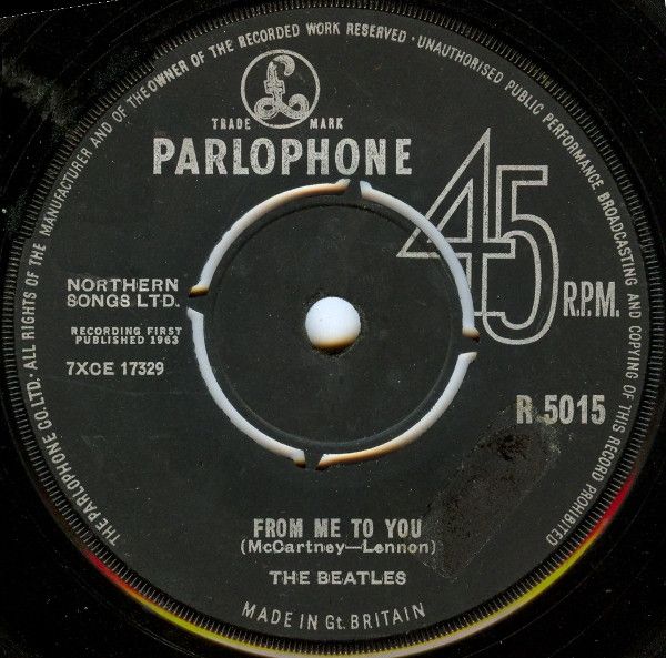 ・アーティスト Beatles ・タイトル From Me To You ・レーベル・型番 Parlophone R5015 ・フォーマット 7インチレコード ・コンディション(盤) 良い (VG+) ・コンディション(ジャケット) プレインカバー（元ジャケット／カバー無し） ・コンディション(帯) オビなし ・特記事項 【盤に浅い跡】【盤に小さいキズ】【デッドワックス頭出しシール】 サンプル画像です。実際の商品の画像ではありません 商品写真はバーコード/カタログ番号に対応したサンプル画像ですので、お送りする商品の画像ではありません。帯やライナーなどの付属品は、特記事項に記載されている場合のみ含まれます。プロモやカラーレコードなどの仕様についても、該当する場合のみ特記事項に記載しています。 【ご購入前に必ずご確認ください】 ・本店サイト(www.recordcity.jp)とは価格、送料が違います ・本店サイト、その他支店のオーダーとは同梱発送できません ・注文確定後に別の注文を頂いた場合、注文同士の同梱は致しかねます。 ・別倉庫から発送しているため、店頭受け渡しは対応しておりません ・一部商品は他の通販サイトでも販売しているため、ご注文のタイミングによっては商品のご用意ができない場合がございます。 ・土日祝日はお休みです 金曜・祝前日9時以降のご連絡またはご入金は、返答または発送が週明け・祝日明けに順次対応となります。 ・ご購入後のキャンセル不可 ご購入後のキャンセルはいかなる理由においてもお受けできません。ご了承の上、ご購入くださいませ。 ・日本郵便(ゆうパック/ゆうメール)によるお届けになります。 ・中古品であることをご理解ください 当ストアでは中古商品を主に販売しております。中古品であることをご理解の上ご購入ください。また、一部商品はRecordCityオンラインストアで試聴可能です。 ・返品について お客様のご都合による返品は一切承っておりません。 表記の内容と実際の商品に相違がある場合、また針飛び等で返品・返金をご希望される場合は、商品の到着後1週間以内にご連絡ください。商品の返送をこちらで確認後、キャンセル・返金を行います。 コンディションVG以下の商品は返品できません。プレイに影響のない表面のこすれ傷、プレス起因のノイズ盤は返品の対象外です。 【コンディション表記】 ・ほぼ新品(M-)(Like New) 完全な新品。未使用。当店ではほぼ使用しません ・非常に良い(EX)(Excellent) 中古盤として美品な状態。わずかな経年を感じるものの傷みを感じさせない、当店基準で最高の状態 ・良い(VG+)(Very Good Plus) 丁寧に扱われた中古品で、軽い使用感がみられる。 ・可(VG)(Acceptable) 使い込まれた中古品で、「良い」よりもさらに使用感がみられる。 ・悪い(VG-)(Bad) 状態が悪いアイテム。使用の保障はなく、再生不可、針飛び、目立つノイズがあるかもしれない。状態によるクレーム不可。返品不可。 ・非常に悪い(G)(Very Bad) 「悪い」よりさらに状態が悪いアイテム。使用の保障はなく、再生不可、針飛び、目立つノイズがあるかもしれない。状態によるクレーム不可。返品不可。 ・ジャンク(Fair)(Junk/Fair) 割れている、反っている、水ダメージがある、カビ、ジャケットが分離している、ひどい書き込み、ひどい擦れなど最低の状態。使用の保障はなく、再生不可、針飛び、目立つノイズがあるかもしれない。状態によるクレーム不可。返品不可。 ・ジャンク(Poor)(Junk/Poor) 割れている、反っている、水ダメージがある、カビ、ジャケットが分離している、ひどい書き込み、ひどい擦れなど最低の状態。使用の保障はなく、再生不可、針飛び、目立つノイズがあるかもしれない。状態によるクレーム不可。返品不可。