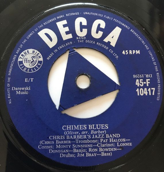 ・アーティスト Chris Barber's Jazz Band ・タイトル Chimes Blues ・レーベル・型番 Decca 45F10417 ・フォーマット 7インチレコード ・コンディション(盤) 良い (VG+) ・コンディション(ジャケット) プレインカバー（元ジャケット／カバー無し） ・コンディション(帯) オビなし ・特記事項 【盤に目立ったキズ】 サンプル画像です。実際の商品の画像ではありません 商品写真はバーコード/カタログ番号に対応したサンプル画像ですので、お送りする商品の画像ではありません。帯やライナーなどの付属品は、特記事項に記載されている場合のみ含まれます。プロモやカラーレコードなどの仕様についても、該当する場合のみ特記事項に記載しています。 【ご購入前に必ずご確認ください】 ・本店サイト(www.recordcity.jp)とは価格、送料が違います ・本店サイト、その他支店のオーダーとは同梱発送できません ・注文確定後に別の注文を頂いた場合、注文同士の同梱は致しかねます。 ・別倉庫から発送しているため、店頭受け渡しは対応しておりません ・一部商品は他の通販サイトでも販売しているため、ご注文のタイミングによっては商品のご用意ができない場合がございます。 ・土日祝日はお休みです 金曜・祝前日9時以降のご連絡またはご入金は、返答または発送が週明け・祝日明けに順次対応となります。 ・ご購入後のキャンセル不可 ご購入後のキャンセルはいかなる理由においてもお受けできません。ご了承の上、ご購入くださいませ。 ・日本郵便(ゆうパック/ゆうメール)によるお届けになります。 ・中古品であることをご理解ください 当ストアでは中古商品を主に販売しております。中古品であることをご理解の上ご購入ください。また、一部商品はRecordCityオンラインストアで試聴可能です。 ・返品について お客様のご都合による返品は一切承っておりません。 表記の内容と実際の商品に相違がある場合、また針飛び等で返品・返金をご希望される場合は、商品の到着後1週間以内にご連絡ください。商品の返送をこちらで確認後、キャンセル・返金を行います。 コンディションVG以下の商品は返品できません。プレイに影響のない表面のこすれ傷、プレス起因のノイズ盤は返品の対象外です。 【コンディション表記】 ・ほぼ新品(M-)(Like New) 完全な新品。未使用。当店ではほぼ使用しません ・非常に良い(EX)(Excellent) 中古盤として美品な状態。わずかな経年を感じるものの傷みを感じさせない、当店基準で最高の状態 ・良い(VG+)(Very Good Plus) 丁寧に扱われた中古品で、軽い使用感がみられる。 ・可(VG)(Acceptable) 使い込まれた中古品で、「良い」よりもさらに使用感がみられる。 ・悪い(VG-)(Bad) 状態が悪いアイテム。使用の保障はなく、再生不可、針飛び、目立つノイズがあるかもしれない。状態によるクレーム不可。返品不可。 ・非常に悪い(G)(Very Bad) 「悪い」よりさらに状態が悪いアイテム。使用の保障はなく、再生不可、針飛び、目立つノイズがあるかもしれない。状態によるクレーム不可。返品不可。 ・ジャンク(Fair)(Junk/Fair) 割れている、反っている、水ダメージがある、カビ、ジャケットが分離している、ひどい書き込み、ひどい擦れなど最低の状態。使用の保障はなく、再生不可、針飛び、目立つノイズがあるかもしれない。状態によるクレーム不可。返品不可。 ・ジャンク(Poor)(Junk/Poor) 割れている、反っている、水ダメージがある、カビ、ジャケットが分離している、ひどい書き込み、ひどい擦れなど最低の状態。使用の保障はなく、再生不可、針飛び、目立つノイズがあるかもしれない。状態によるクレーム不可。返品不可。