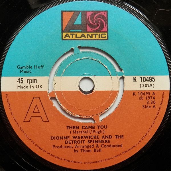 ・アーティスト Dionne Warwick & Spinners ・タイトル Then Came You ・レーベル・型番 Atlantic K10495 ・フォーマット 7インチレコード ・コンディション(盤) 良い (VG+) ・コンディション(ジャケット) 悪い (VG-) ・コンディション(帯) オビなし ・特記事項 【カバー折れ/しわ】【カバー破れ】【company sleeve】 サンプル画像です。実際の商品の画像ではありません 商品写真はバーコード/カタログ番号に対応したサンプル画像ですので、お送りする商品の画像ではありません。帯やライナーなどの付属品は、特記事項に記載されている場合のみ含まれます。プロモやカラーレコードなどの仕様についても、該当する場合のみ特記事項に記載しています。 【ご購入前に必ずご確認ください】 ・本店サイト(www.recordcity.jp)とは価格、送料が違います ・本店サイト、その他支店のオーダーとは同梱発送できません ・注文確定後に別の注文を頂いた場合、注文同士の同梱は致しかねます。 ・別倉庫から発送しているため、店頭受け渡しは対応しておりません ・一部商品は他の通販サイトでも販売しているため、ご注文のタイミングによっては商品のご用意ができない場合がございます。 ・土日祝日はお休みです 金曜・祝前日9時以降のご連絡またはご入金は、返答または発送が週明け・祝日明けに順次対応となります。 ・ご購入後のキャンセル不可 ご購入後のキャンセルはいかなる理由においてもお受けできません。ご了承の上、ご購入くださいませ。 ・日本郵便(ゆうパック/ゆうメール)によるお届けになります。 ・中古品であることをご理解ください 当ストアでは中古商品を主に販売しております。中古品であることをご理解の上ご購入ください。また、一部商品はRecordCityオンラインストアで試聴可能です。 ・返品について お客様のご都合による返品は一切承っておりません。 表記の内容と実際の商品に相違がある場合、また針飛び等で返品・返金をご希望される場合は、商品の到着後1週間以内にご連絡ください。商品の返送をこちらで確認後、キャンセル・返金を行います。 コンディションVG以下の商品は返品できません。プレイに影響のない表面のこすれ傷、プレス起因のノイズ盤は返品の対象外です。 【コンディション表記】 ・ほぼ新品(M-)(Like New) 完全な新品。未使用。当店ではほぼ使用しません ・非常に良い(EX)(Excellent) 中古盤として美品な状態。わずかな経年を感じるものの傷みを感じさせない、当店基準で最高の状態 ・良い(VG+)(Very Good Plus) 丁寧に扱われた中古品で、軽い使用感がみられる。 ・可(VG)(Acceptable) 使い込まれた中古品で、「良い」よりもさらに使用感がみられる。 ・悪い(VG-)(Bad) 状態が悪いアイテム。使用の保障はなく、再生不可、針飛び、目立つノイズがあるかもしれない。状態によるクレーム不可。返品不可。 ・非常に悪い(G)(Very Bad) 「悪い」よりさらに状態が悪いアイテム。使用の保障はなく、再生不可、針飛び、目立つノイズがあるかもしれない。状態によるクレーム不可。返品不可。 ・ジャンク(Fair)(Junk/Fair) 割れている、反っている、水ダメージがある、カビ、ジャケットが分離している、ひどい書き込み、ひどい擦れなど最低の状態。使用の保障はなく、再生不可、針飛び、目立つノイズがあるかもしれない。状態によるクレーム不可。返品不可。 ・ジャンク(Poor)(Junk/Poor) 割れている、反っている、水ダメージがある、カビ、ジャケットが分離している、ひどい書き込み、ひどい擦れなど最低の状態。使用の保障はなく、再生不可、針飛び、目立つノイズがあるかもしれない。状態によるクレーム不可。返品不可。