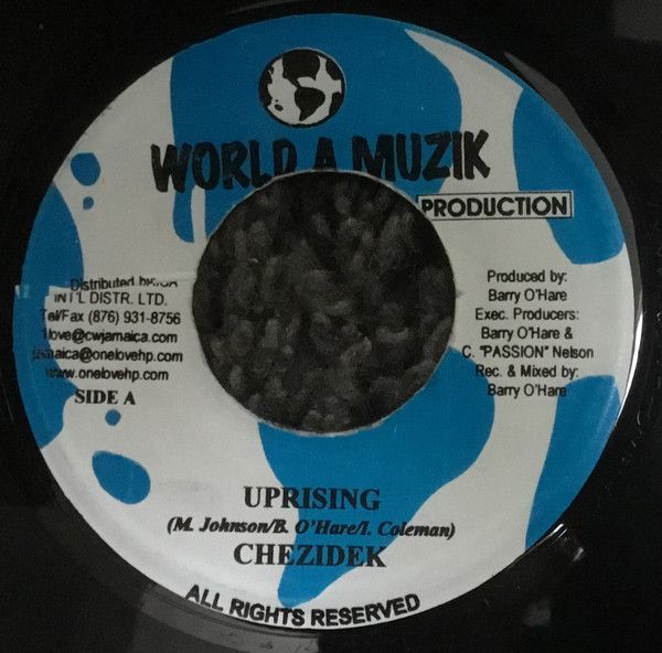 ・アーティスト Chezidek ・タイトル Uprising ・レーベル・型番 World A Muzik NONE ・フォーマット 7インチレコード ・コンディション(盤) 良い (VG+) ・コンディション(ジャケット) プレインカバー（元ジャケット／カバー無し） ・コンディション(帯) オビなし ・特記事項 サンプル画像です。実際の商品の画像ではありません 商品写真はバーコード/カタログ番号に対応したサンプル画像ですので、お送りする商品の画像ではありません。帯やライナーなどの付属品は、特記事項に記載されている場合のみ含まれます。プロモやカラーレコードなどの仕様についても、該当する場合のみ特記事項に記載しています。 【ご購入前に必ずご確認ください】 ・本店サイト(www.recordcity.jp)とは価格、送料が違います ・本店サイト、その他支店のオーダーとは同梱発送できません ・注文確定後に別の注文を頂いた場合、注文同士の同梱は致しかねます。 ・別倉庫から発送しているため、店頭受け渡しは対応しておりません ・一部商品は他の通販サイトでも販売しているため、ご注文のタイミングによっては商品のご用意ができない場合がございます。 ・土日祝日はお休みです 金曜・祝前日9時以降のご連絡またはご入金は、返答または発送が週明け・祝日明けに順次対応となります。 ・ご購入後のキャンセル不可 ご購入後のキャンセルはいかなる理由においてもお受けできません。ご了承の上、ご購入くださいませ。 ・日本郵便(ゆうパック/ゆうメール)によるお届けになります。 ・中古品であることをご理解ください 当ストアでは中古商品を主に販売しております。中古品であることをご理解の上ご購入ください。また、一部商品はRecordCityオンラインストアで試聴可能です。 ・返品について お客様のご都合による返品は一切承っておりません。 表記の内容と実際の商品に相違がある場合、また針飛び等で返品・返金をご希望される場合は、商品の到着後1週間以内にご連絡ください。商品の返送をこちらで確認後、キャンセル・返金を行います。 コンディションVG以下の商品は返品できません。プレイに影響のない表面のこすれ傷、プレス起因のノイズ盤は返品の対象外です。 【コンディション表記】 ・ほぼ新品(M-)(Like New) 完全な新品。未使用。当店ではほぼ使用しません ・非常に良い(EX)(Excellent) 中古盤として美品な状態。わずかな経年を感じるものの傷みを感じさせない、当店基準で最高の状態 ・良い(VG+)(Very Good Plus) 丁寧に扱われた中古品で、軽い使用感がみられる。 ・可(VG)(Acceptable) 使い込まれた中古品で、「良い」よりもさらに使用感がみられる。 ・悪い(VG-)(Bad) 状態が悪いアイテム。使用の保障はなく、再生不可、針飛び、目立つノイズがあるかもしれない。状態によるクレーム不可。返品不可。 ・非常に悪い(G)(Very Bad) 「悪い」よりさらに状態が悪いアイテム。使用の保障はなく、再生不可、針飛び、目立つノイズがあるかもしれない。状態によるクレーム不可。返品不可。 ・ジャンク(Fair)(Junk/Fair) 割れている、反っている、水ダメージがある、カビ、ジャケットが分離している、ひどい書き込み、ひどい擦れなど最低の状態。使用の保障はなく、再生不可、針飛び、目立つノイズがあるかもしれない。状態によるクレーム不可。返品不可。 ・ジャンク(Poor)(Junk/Poor) 割れている、反っている、水ダメージがある、カビ、ジャケットが分離している、ひどい書き込み、ひどい擦れなど最低の状態。使用の保障はなく、再生不可、針飛び、目立つノイズがあるかもしれない。状態によるクレーム不可。返品不可。